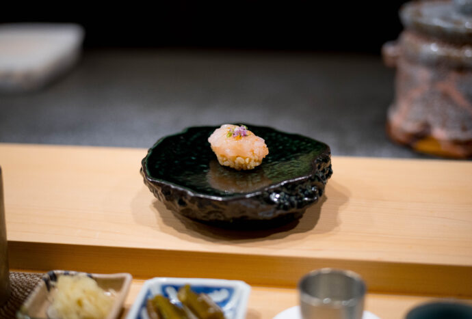 浜源 寿司 鮨 はまげん ハマゲン HAMAGEN SUSHI GOKISO SHOWAKU JAPAN AICHI NAGOYA  愛知県名古屋市昭和区南分町1-28  （株）富屋酒店 かぶしきがいしゃ とみやさけてん カブシキガイシャ　トミヤサケテン TOMIYA SAKETEN 　愛知県名古屋市瑞穂区上坂町1-41-2　地酒屋　豊盃　HOUHAI ほうはい　ホーハイ　三浦酒造  MIURASHUZO日高見　ひたかみ　ヒタカミ HITAKAMI  平孝酒造　HIRAKOSHUZO 天の戸 アマノト　あまのと　AMANOTO　浅舞酒造ASAMAISHUZO　飛露喜 HIROKISHUZOHONTEN　廣木酒造本店　HIROK　大那 DAINA　ダイナ　だいな　菊の里酒造　KIKUNOSATOSHUZO　旭興　KYOKUKO　きょくこう　キョクコウ　渡邉酒造　WATANABESHUZO　仙禽 SENKIN　せんきん　センキン（株）せんきん SENKIN鶴齢　カクレイ　かくれい KAKUREI　青木酒造　AOKISHUZO謙信 ケンシン　けんしん KENSHIN池田屋酒造 IKEDAYASHUZO 白岳仙 HAKUGAKUSEN　ハクガクセン　はくがくせん　安本酒造 YASUMOTOSHUZO 群馬泉 グンマイズミ　ぐんまいずみ 島岡酒造 SHIMAOKASHUZO  喜久醉 きくよい キクヨイKIKUYOI 青島酒造 AOSHIMASHUZO 長珍 ちょうちん　チョウチン長珍酒造CHOCHINSHUZO　みねたからみりん　峯寳 味醂　一子相伝 ミネタカラ　いっしそうでん　イッシソウデン　小笠原味醂 OGASAWARA MIRIN

瀧自慢　たきじまん　タキジマン　瀧自慢酒造　TAKIZIMANSHUZO　田光　TABIKA 早川酒造  HAYAKAWASHUZO　作　ZAKU ざく ザク 清水清三郎商店 SHIMIZUSEIZABUROSHOTEN  篠峯　櫛羅　しのみね　シノミネ　くじら　クジラ　千代酒造　CHIYOSHUZO　雑賀　さいか　サイカ　九重雑賀  KOKONOESAIKA　紀土　鶴梅　無量山　きっど　キッド　KID 　ツルウメ　つるうめ　TURUUME　ムリョウザン　むりょうざん　MURYOZAN　平和酒造　HEIWASHUZO　蒼空　そうくう　ソウクウ　SÔKÛ　藤岡酒造　HUJIOKASHUZO 　宝剣　HOUKEN  宝剣酒造　ほうけんしゅぞう　ホウケンシュゾウ　HOKENSHUZO　清酒竹鶴　小笹屋竹鶴　せいしゅたけつる　セイシュタケツル　おささやたけつる　オササヤタケツル　竹鶴酒造　TAKETURUSHUZO
石鎚　いしづち　イシヅチ　石鎚酒造　ISHIDUCHISHUZO　土佐しらぎく　とさしらぎく　トサシラギク　仙頭酒造場　せんとうしゅぞうじょう　SENDOSHUZOZYO
　
 ブルゴーニュワイン　BOURGOGNE  ボルドーワイン　BORDEAUXカリフォルニアワイン CALIFORNIA  シャンパーニュ  SHAMPAGNEアルザスワイン ALSACE ドイツワイン WEIN GERMAN WINE 専門店　ライカM11　ズミルックス50　レンズ　代表　上田豊二　　きき酒師　焼酎アドバイザー　シャンパーニュシュヴァリエ　堀田駅より徒歩10分　熱田神宮駅より徒歩10分
市バス　牛巻より徒歩３分　地下鉄堀田駅より徒歩１５分　名古屋高速堀田出口より車で２分　牛巻交差点より徒歩５分　レトロ街並み　瓦屋根　裏道　大通りより二本入る　CLASSIC CARクラッシックカー CLASSIC BIKE　クラッシックバイク INTERIA　インテリア　　FASHION　ファッション　MUSIC　音楽　LOVE　SAKE SHOP　酒屋
センス　クリエイト　おたく　　MANIAマニア MOVIE　映画　CINEMA シネマ　2024年春オープン予定 いいねタウン瑞穂 iiNE マルシェ内　グランクレア瑞穂 いいねタウン瑞穂  愛知県名古屋市瑞穂区宝田町四丁目2番、3番2　春敲町三丁目23番1（地番） 魚太郎　UOTARO MIZUHO うおたろう　ウオタロウ　なごやみずほてん　ナゴヤミズホテン　 名古屋瑞穂店  車で1分　徒歩5分　丸明 瑞穂店  MARUAKI MIZUHO　マルアキ ミズホテン　まるあき みずほてん　 徒歩10分　車3分　焼肉 美奈登  ヤキニクミナト　やきにくみなと YAKINIKU MINATO 車で2分　徒歩10分  どての品川　DOTENO SHINAGAWA　ドテノシナガワ　どてのしながわ　車で30秒　徒歩1分昇福亭　SHOHUKUTEI しょうふくてい　ショウフクテイ 街中華　マニア　大盛り　個性派  車で5分　徒歩15分  名店 近くにたくさんあり　堀田バンザイ　牛巻バンザイ　名古屋のへそ

