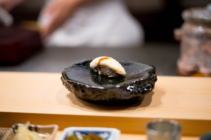 浜源 寿司 鮨 はまげん ハマゲン HAMAGEN SUSHI GOKISO SHOWAKU JAPAN AICHI NAGOYA  愛知県名古屋市昭和区南分町1-28  （株）富屋酒店 かぶしきがいしゃ とみやさけてん カブシキガイシャ　トミヤサケテン TOMIYA SAKETEN 　愛知県名古屋市瑞穂区上坂町1-41-2　地酒屋　豊盃　HOUHAI ほうはい　ホーハイ　三浦酒造  MIURASHUZO日高見　ひたかみ　ヒタカミ HITAKAMI  平孝酒造　HIRAKOSHUZO 天の戸 アマノト　あまのと　AMANOTO　浅舞酒造ASAMAISHUZO　飛露喜 HIROKISHUZOHONTEN　廣木酒造本店　HIROK　大那 DAINA　ダイナ　だいな　菊の里酒造　KIKUNOSATOSHUZO　旭興　KYOKUKO　きょくこう　キョクコウ　渡邉酒造　WATANABESHUZO　仙禽 SENKIN　せんきん　センキン（株）せんきん SENKIN鶴齢　カクレイ　かくれい KAKUREI　青木酒造　AOKISHUZO謙信 ケンシン　けんしん KENSHIN池田屋酒造 IKEDAYASHUZO 白岳仙 HAKUGAKUSEN　ハクガクセン　はくがくせん　安本酒造 YASUMOTOSHUZO 群馬泉 グンマイズミ　ぐんまいずみ 島岡酒造 SHIMAOKASHUZO  喜久醉 きくよい キクヨイKIKUYOI 青島酒造 AOSHIMASHUZO 長珍 ちょうちん　チョウチン長珍酒造CHOCHINSHUZO　みねたからみりん　峯寳 味醂　一子相伝 ミネタカラ　いっしそうでん　イッシソウデン　小笠原味醂 OGASAWARA MIRIN

瀧自慢　たきじまん　タキジマン　瀧自慢酒造　TAKIZIMANSHUZO　田光　TABIKA 早川酒造  HAYAKAWASHUZO　作　ZAKU ざく ザク 清水清三郎商店 SHIMIZUSEIZABUROSHOTEN  篠峯　櫛羅　しのみね　シノミネ　くじら　クジラ　千代酒造　CHIYOSHUZO　雑賀　さいか　サイカ　九重雑賀  KOKONOESAIKA　紀土　鶴梅　無量山　きっど　キッド　KID 　ツルウメ　つるうめ　TURUUME　ムリョウザン　むりょうざん　MURYOZAN　平和酒造　HEIWASHUZO　蒼空　そうくう　ソウクウ　SÔKÛ　藤岡酒造　HUJIOKASHUZO 　宝剣　HOUKEN  宝剣酒造　ほうけんしゅぞう　ホウケンシュゾウ　HOKENSHUZO　清酒竹鶴　小笹屋竹鶴　せいしゅたけつる　セイシュタケツル　おささやたけつる　オササヤタケツル　竹鶴酒造　TAKETURUSHUZO
石鎚　いしづち　イシヅチ　石鎚酒造　ISHIDUCHISHUZO　土佐しらぎく　とさしらぎく　トサシラギク　仙頭酒造場　せんとうしゅぞうじょう　SENDOSHUZOZYO
　
 ブルゴーニュワイン　BOURGOGNE  ボルドーワイン　BORDEAUXカリフォルニアワイン CALIFORNIA  シャンパーニュ  SHAMPAGNEアルザスワイン ALSACE ドイツワイン WEIN GERMAN WINE 専門店　ライカM11　ズミルックス50　レンズ　代表　上田豊二　　きき酒師　焼酎アドバイザー　シャンパーニュシュヴァリエ　堀田駅より徒歩10分　熱田神宮駅より徒歩10分
市バス　牛巻より徒歩３分　地下鉄堀田駅より徒歩１５分　名古屋高速堀田出口より車で２分　牛巻交差点より徒歩５分　レトロ街並み　瓦屋根　裏道　大通りより二本入る　CLASSIC CARクラッシックカー CLASSIC BIKE　クラッシックバイク INTERIA　インテリア　　FASHION　ファッション　MUSIC　音楽　LOVE　SAKE SHOP　酒屋
センス　クリエイト　おたく　　MANIAマニア MOVIE　映画　CINEMA シネマ　2024年春オープン予定 いいねタウン瑞穂 iiNE マルシェ内　グランクレア瑞穂 いいねタウン瑞穂  愛知県名古屋市瑞穂区宝田町四丁目2番、3番2　春敲町三丁目23番1（地番） 魚太郎　UOTARO MIZUHO うおたろう　ウオタロウ　なごやみずほてん　ナゴヤミズホテン　 名古屋瑞穂店  車で1分　徒歩5分　丸明 瑞穂店  MARUAKI MIZUHO　マルアキ ミズホテン　まるあき みずほてん　 徒歩10分　車3分　焼肉 美奈登  ヤキニクミナト　やきにくみなと YAKINIKU MINATO 車で2分　徒歩10分  どての品川　DOTENO SHINAGAWA　ドテノシナガワ　どてのしながわ　車で30秒　徒歩1分昇福亭　SHOHUKUTEI しょうふくてい　ショウフクテイ 街中華　マニア　大盛り　個性派  車で5分　徒歩15分  名店 近くにたくさんあり　堀田バンザイ　牛巻バンザイ　名古屋のへそ

