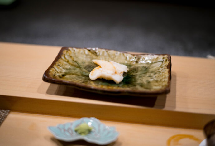 浜源 寿司 鮨 はまげん ハマゲン HAMAGEN SUSHI GOKISO SHOWAKU JAPAN AICHI NAGOYA  愛知県名古屋市昭和区南分町1-28  （株）富屋酒店 かぶしきがいしゃ とみやさけてん カブシキガイシャ　トミヤサケテン TOMIYA SAKETEN 　愛知県名古屋市瑞穂区上坂町1-41-2　地酒屋　豊盃　HOUHAI ほうはい　ホーハイ　三浦酒造  MIURASHUZO日高見　ひたかみ　ヒタカミ HITAKAMI  平孝酒造　HIRAKOSHUZO 天の戸 アマノト　あまのと　AMANOTO　浅舞酒造ASAMAISHUZO　飛露喜 HIROKISHUZOHONTEN　廣木酒造本店　HIROK　大那 DAINA　ダイナ　だいな　菊の里酒造　KIKUNOSATOSHUZO　旭興　KYOKUKO　きょくこう　キョクコウ　渡邉酒造　WATANABESHUZO　仙禽 SENKIN　せんきん　センキン（株）せんきん SENKIN鶴齢　カクレイ　かくれい KAKUREI　青木酒造　AOKISHUZO謙信 ケンシン　けんしん KENSHIN池田屋酒造 IKEDAYASHUZO 白岳仙 HAKUGAKUSEN　ハクガクセン　はくがくせん　安本酒造 YASUMOTOSHUZO 群馬泉 グンマイズミ　ぐんまいずみ 島岡酒造 SHIMAOKASHUZO  喜久醉 きくよい キクヨイKIKUYOI 青島酒造 AOSHIMASHUZO 長珍 ちょうちん　チョウチン長珍酒造CHOCHINSHUZO　みねたからみりん　峯寳 味醂　一子相伝 ミネタカラ　いっしそうでん　イッシソウデン　小笠原味醂 OGASAWARA MIRIN

瀧自慢　たきじまん　タキジマン　瀧自慢酒造　TAKIZIMANSHUZO　田光　TABIKA 早川酒造  HAYAKAWASHUZO　作　ZAKU ざく ザク 清水清三郎商店 SHIMIZUSEIZABUROSHOTEN  篠峯　櫛羅　しのみね　シノミネ　くじら　クジラ　千代酒造　CHIYOSHUZO　雑賀　さいか　サイカ　九重雑賀  KOKONOESAIKA　紀土　鶴梅　無量山　きっど　キッド　KID 　ツルウメ　つるうめ　TURUUME　ムリョウザン　むりょうざん　MURYOZAN　平和酒造　HEIWASHUZO　蒼空　そうくう　ソウクウ　SÔKÛ　藤岡酒造　HUJIOKASHUZO 　宝剣　HOUKEN  宝剣酒造　ほうけんしゅぞう　ホウケンシュゾウ　HOKENSHUZO　清酒竹鶴　小笹屋竹鶴　せいしゅたけつる　セイシュタケツル　おささやたけつる　オササヤタケツル　竹鶴酒造　TAKETURUSHUZO
石鎚　いしづち　イシヅチ　石鎚酒造　ISHIDUCHISHUZO　土佐しらぎく　とさしらぎく　トサシラギク　仙頭酒造場　せんとうしゅぞうじょう　SENDOSHUZOZYO
　
 ブルゴーニュワイン　BOURGOGNE  ボルドーワイン　BORDEAUXカリフォルニアワイン CALIFORNIA  シャンパーニュ  SHAMPAGNEアルザスワイン ALSACE ドイツワイン WEIN GERMAN WINE 専門店　ライカM11　ズミルックス50　レンズ　代表　上田豊二　　きき酒師　焼酎アドバイザー　シャンパーニュシュヴァリエ　堀田駅より徒歩10分　熱田神宮駅より徒歩10分
市バス　牛巻より徒歩３分　地下鉄堀田駅より徒歩１５分　名古屋高速堀田出口より車で２分　牛巻交差点より徒歩５分　レトロ街並み　瓦屋根　裏道　大通りより二本入る　CLASSIC CARクラッシックカー CLASSIC BIKE　クラッシックバイク INTERIA　インテリア　　FASHION　ファッション　MUSIC　音楽　LOVE　SAKE SHOP　酒屋
センス　クリエイト　おたく　　MANIAマニア MOVIE　映画　CINEMA シネマ　2024年春オープン予定 いいねタウン瑞穂 iiNE マルシェ内　グランクレア瑞穂 いいねタウン瑞穂  愛知県名古屋市瑞穂区宝田町四丁目2番、3番2　春敲町三丁目23番1（地番） 魚太郎　UOTARO MIZUHO うおたろう　ウオタロウ　なごやみずほてん　ナゴヤミズホテン　 名古屋瑞穂店  車で1分　徒歩5分　丸明 瑞穂店  MARUAKI MIZUHO　マルアキ ミズホテン　まるあき みずほてん　 徒歩10分　車3分　焼肉 美奈登  ヤキニクミナト　やきにくみなと YAKINIKU MINATO 車で2分　徒歩10分  どての品川　DOTENO SHINAGAWA　ドテノシナガワ　どてのしながわ　車で30秒　徒歩1分昇福亭　SHOHUKUTEI しょうふくてい　ショウフクテイ 街中華　マニア　大盛り　個性派  車で5分　徒歩15分  名店 近くにたくさんあり　堀田バンザイ　牛巻バンザイ　名古屋のへそ

