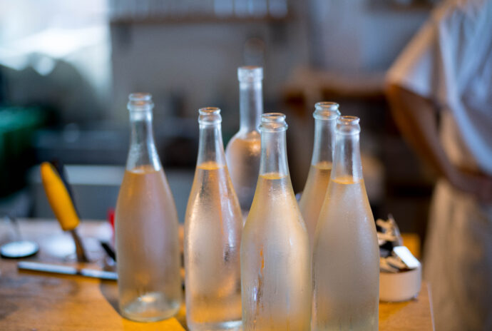 FermenCo. フェルメンコ PIZZALIA ピッツェリア 静岡県下田市吉佐見348-37　イズキュウ　イズ 伊豆急 シモダ　下田 入田浜海水浴場 （株）富屋酒店 かぶしきがいしゃ とみやさけてん カブシキガイシャ　トミヤサケテン TOMIYA SAKETEN 　愛知県名古屋市瑞穂区上坂町1-41-2　地酒屋　豊盃　HOUHAI ほうはい　ホーハイ　三浦酒造  MIURASHUZO日高見　ひたかみ　ヒタカミ HITAKAMI  平孝酒造　HIRAKOSHUZO 天の戸 アマノト　あまのと　AMANOTO　浅舞酒造ASAMAISHUZO　飛露喜 HIROKISHUZOHONTEN　廣木酒造本店　HIROK　大那 DAINA　ダイナ　だいな　菊の里酒造　KIKUNOSATOSHUZO　旭興　KYOKUKO　きょくこう　キョクコウ　渡邉酒造　WATANABESHUZO　仙禽 SENKIN　せんきん　センキン（株）せんきん SENKIN鶴齢　カクレイ　かくれい KAKUREI　青木酒造　AOKISHUZO謙信 ケンシン　けんしん KENSHIN池田屋酒造 IKEDAYASHUZO 白岳仙 HAKUGAKUSEN　ハクガクセン　はくがくせん　安本酒造 YASUMOTOSHUZO 群馬泉 グンマイズミ　ぐんまいずみ 島岡酒造 SHIMAOKASHUZO  喜久醉 きくよい キクヨイKIKUYOI 青島酒造 AOSHIMASHUZO 長珍 ちょうちん　チョウチン長珍酒造CHOCHINSHUZO　みねたからみりん　峯寳 味醂　一子相伝 ミネタカラ　いっしそうでん　イッシソウデン　小笠原味醂 OGASAWARA MIRIN

瀧自慢　たきじまん　タキジマン　瀧自慢酒造　TAKIZIMANSHUZO　田光　TABIKA 早川酒造  HAYAKAWASHUZO　作　ZAKU ざく ザク 清水清三郎商店 SHIMIZUSEIZABUROSHOTEN  篠峯　櫛羅　しのみね　シノミネ　くじら　クジラ　千代酒造　CHIYOSHUZO　雑賀　さいか　サイカ　九重雑賀  KOKONOESAIKA　紀土　鶴梅　無量山　きっど　キッド　KID 　ツルウメ　つるうめ　TURUUME　ムリョウザン　むりょうざん　MURYOZAN　平和酒造　HEIWASHUZO　蒼空　そうくう　ソウクウ　SÔKÛ　藤岡酒造　HUJIOKASHUZO 　宝剣　HOUKEN  宝剣酒造　ほうけんしゅぞう　ホウケンシュゾウ　HOKENSHUZO　清酒竹鶴　小笹屋竹鶴　せいしゅたけつる　セイシュタケツル　おささやたけつる　オササヤタケツル　竹鶴酒造　TAKETURUSHUZO
石鎚　いしづち　イシヅチ　石鎚酒造　ISHIDUCHISHUZO　土佐しらぎく　とさしらぎく　トサシラギク　仙頭酒造場　せんとうしゅぞうじょう　SENDOSHUZOZYO
　
 ブルゴーニュワイン　BOURGOGNE  ボルドーワイン　BORDEAUXカリフォルニアワイン CALIFORNIA  シャンパーニュ  SHAMPAGNEアルザスワイン ALSACE ドイツワイン WEIN GERMAN WINE 専門店　ライカM11　ズミルックス50　レンズ　代表　上田豊二　　きき酒師　焼酎アドバイザー　シャンパーニュシュヴァリエ　堀田駅より徒歩10分　熱田神宮駅より徒歩10分
市バス　牛巻より徒歩３分　地下鉄堀田駅より徒歩１５分　名古屋高速堀田出口より車で２分　牛巻交差点より徒歩５分　レトロ街並み　瓦屋根　裏道　大通りより二本入る　CLASSIC CARクラッシックカー CLASSIC BIKE　クラッシックバイク INTERIA　インテリア　　FASHION　ファッション　MUSIC　音楽　LOVE　SAKE SHOP　酒屋
センス　クリエイト　おたく　　MANIAマニア MOVIE　映画　CINEMA シネマ　2024年春オープン予定 いいねタウン瑞穂 iiNE マルシェ内　グランクレア瑞穂 いいねタウン瑞穂  愛知県名古屋市瑞穂区宝田町四丁目2番、3番2　春敲町三丁目23番1（地番） 魚太郎　UOTARO MIZUHO うおたろう　ウオタロウ　なごやみずほてん　ナゴヤミズホテン　 名古屋瑞穂店  車で1分　徒歩5分　丸明 瑞穂店  MARUAKI MIZUHO　マルアキ ミズホテン　まるあき みずほてん　 徒歩10分　車3分　焼肉 美奈登  ヤキニクミナト　やきにくみなと YAKINIKU MINATO 車で2分　徒歩10分  どての品川　DOTENO SHINAGAWA　ドテノシナガワ　どてのしながわ　車で30秒　徒歩1分昇福亭　SHOHUKUTEI しょうふくてい　ショウフクテイ 街中華　マニア　大盛り　個性派  車で5分　徒歩15分  名店 近くにたくさんあり　堀田バンザイ　牛巻バンザイ　名古屋のへそ



