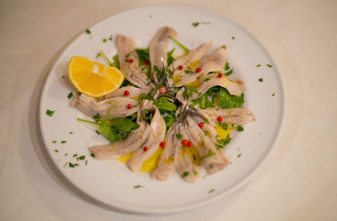 TRATTORIA CIRO トラットリア ピッエリア チーロ 山陽明石 兵庫県明石市本町1-17-3 ゑびすや第二ビル1F
リングイネペスカトーロ 魚介料理 コストパフォーマンス最強  （株）富屋酒店 かぶしきがいしゃ とみやさけてん カブシキガイシャ　トミヤサケテン TOMIYA SAKETEN 　愛知県名古屋市瑞穂区上坂町1-41-2　地酒屋　豊盃　HOUHAI ほうはい　ホーハイ　三浦酒造  MIURASHUZO日高見　ひたかみ　ヒタカミ HITAKAMI  平孝酒造　HIRAKOSHUZO 天の戸 アマノト　あまのと　AMANOTO　浅舞酒造ASAMAISHUZO　飛露喜 HIROKISHUZOHONTEN　廣木酒造本店　HIROK　大那 DAINA　ダイナ　だいな　菊の里酒造　KIKUNOSATOSHUZO　旭興　KYOKUKO　きょくこう　キョクコウ　渡邉酒造　WATANABESHUZO　仙禽 SENKIN　せんきん　センキン（株）せんきん SENKIN鶴齢　カクレイ　かくれい KAKUREI　青木酒造　AOKISHUZO謙信 ケンシン　けんしん KENSHIN池田屋酒造 IKEDAYASHUZO 白岳仙 HAKUGAKUSEN　ハクガクセン　はくがくせん　安本酒造 YASUMOTOSHUZO 群馬泉 グンマイズミ　ぐんまいずみ 島岡酒造 SHIMAOKASHUZO  喜久醉 きくよい キクヨイKIKUYOI 青島酒造 AOSHIMASHUZO 長珍 ちょうちん　チョウチン長珍酒造CHOCHINSHUZO　みねたからみりん　峯寳 味醂　一子相伝 ミネタカラ　いっしそうでん　イッシソウデン　小笠原味醂 OGASAWARA MIRIN

瀧自慢　たきじまん　タキジマン　瀧自慢酒造　TAKIZIMANSHUZO　田光　TABIKA 早川酒造  HAYAKAWASHUZO　作　ZAKU ざく ザク 清水清三郎商店 SHIMIZUSEIZABUROSHOTEN  篠峯　櫛羅　しのみね　シノミネ　くじら　クジラ　千代酒造　CHIYOSHUZO　雑賀　さいか　サイカ　九重雑賀  KOKONOESAIKA　紀土　鶴梅　無量山　きっど　キッド　KID 　ツルウメ　つるうめ　TURUUME　ムリョウザン　むりょうざん　MURYOZAN　平和酒造　HEIWASHUZO　蒼空　そうくう　ソウクウ　SÔKÛ　藤岡酒造　HUJIOKASHUZO 　宝剣　HOUKEN  宝剣酒造　ほうけんしゅぞう　ホウケンシュゾウ　HOKENSHUZO　清酒竹鶴　小笹屋竹鶴　せいしゅたけつる　セイシュタケツル　おささやたけつる　オササヤタケツル　竹鶴酒造　TAKETURUSHUZO
石鎚　いしづち　イシヅチ　石鎚酒造　ISHIDUCHISHUZO　土佐しらぎく　とさしらぎく　トサシラギク　仙頭酒造場　せんとうしゅぞうじょう　SENDOSHUZOZYO
　
 ブルゴーニュワイン　BOURGOGNE  ボルドーワイン　BORDEAUXカリフォルニアワイン CALIFORNIA  シャンパーニュ  SHAMPAGNEアルザスワイン ALSACE ドイツワイン WEIN GERMAN WINE 専門店　ライカM11　ズミルックス50　レンズ　代表　上田豊二　　きき酒師　焼酎アドバイザー　シャンパーニュシュヴァリエ　堀田駅より徒歩10分　熱田神宮駅より徒歩10分
市バス　牛巻より徒歩３分　地下鉄堀田駅より徒歩１５分　名古屋高速堀田出口より車で２分　牛巻交差点より徒歩５分　レトロ街並み　瓦屋根　裏道　大通りより二本入る　CLASSIC CARクラッシックカー CLASSIC BIKE　クラッシックバイク INTERIA　インテリア　　FASHION　ファッション　MUSIC　音楽　LOVE　SAKE SHOP　酒屋
センス　クリエイト　おたく　　MANIAマニア MOVIE　映画　CINEMA シネマ　2024年春オープン予定 いいねタウン瑞穂 iiNE マルシェ内　グランクレア瑞穂 いいねタウン瑞穂  愛知県名古屋市瑞穂区宝田町四丁目2番、3番2　春敲町三丁目23番1（地番） 魚太郎　UOTARO MIZUHO うおたろう　ウオタロウ　なごやみずほてん　ナゴヤミズホテン　 名古屋瑞穂店  車で1分　徒歩5分　丸明 瑞穂店  MARUAKI MIZUHO　マルアキ ミズホテン　まるあき みずほてん　 徒歩10分　車3分　焼肉 美奈登  ヤキニクミナト　やきにくみなと YAKINIKU MINATO 車で2分　徒歩10分  どての品川　DOTENO SHINAGAWA　ドテノシナガワ　どてのしながわ　車で30秒　徒歩1分昇福亭　SHOHUKUTEI しょうふくてい　ショウフクテイ 街中華　マニア　大盛り　個性派  車で5分　徒歩15分  名店 近くにたくさんあり　堀田バンザイ　牛巻バンザイ　名古屋のへそ


