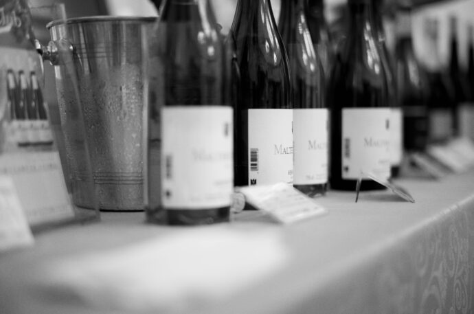 HERRENBERGER-HOF HOTEIWAINS TASTING MEETING HOTEL MONTREY OOSAKA ヘレンベルガーホーフ 布袋ワインズ 合同試飲会 　モントレーホテル大阪 2025年7月30日開催  （株）富屋酒店 かぶしきがいしゃ とみやさけてん カブシキガイシャ　トミヤサケテン TOMIYA SAKETEN 　愛知県名古屋市瑞穂区上坂町1-41-2　地酒屋　豊盃　HOUHAI ほうはい　ホーハイ　三浦酒造  MIURASHUZO日高見　ひたかみ　ヒタカミ HITAKAMI  平孝酒造　HIRAKOSHUZO 天の戸 アマノト　あまのと　AMANOTO　浅舞酒造ASAMAISHUZO　飛露喜 HIROKISHUZOHONTEN　廣木酒造本店　HIROK　大那 DAINA　ダイナ　だいな　菊の里酒造　KIKUNOSATOSHUZO　旭興　KYOKUKO　きょくこう　キョクコウ　渡邉酒造　WATANABESHUZO　仙禽 SENKIN　せんきん　センキン（株）せんきん SENKIN鶴齢　カクレイ　かくれい KAKUREI　青木酒造　AOKISHUZO謙信 ケンシン　けんしん KENSHIN池田屋酒造 IKEDAYASHUZO 白岳仙 HAKUGAKUSEN　ハクガクセン　はくがくせん　安本酒造 YASUMOTOSHUZO 群馬泉 グンマイズミ　ぐんまいずみ 島岡酒造 SHIMAOKASHUZO  喜久醉 きくよい キクヨイKIKUYOI 青島酒造 AOSHIMASHUZO 長珍 ちょうちん　チョウチン長珍酒造CHOCHINSHUZO　みねたからみりん　峯寳 味醂　一子相伝 ミネタカラ　いっしそうでん　イッシソウデン　小笠原味醂 OGASAWARA MIRIN

瀧自慢　たきじまん　タキジマン　瀧自慢酒造　TAKIZIMANSHUZO　田光　TABIKA 早川酒造  HAYAKAWASHUZO　作　ZAKU ざく ザク 清水清三郎商店 SHIMIZUSEIZABUROSHOTEN  篠峯　櫛羅　しのみね　シノミネ　くじら　クジラ　千代酒造　CHIYOSHUZO　雑賀　さいか　サイカ　九重雑賀  KOKONOESAIKA　紀土　鶴梅　無量山　きっど　キッド　KID 　ツルウメ　つるうめ　TURUUME　ムリョウザン　むりょうざん　MURYOZAN　平和酒造　HEIWASHUZO　蒼空　そうくう　ソウクウ　SÔKÛ　藤岡酒造　HUJIOKASHUZO 　宝剣　HOUKEN  宝剣酒造　ほうけんしゅぞう　ホウケンシュゾウ　HOKENSHUZO　清酒竹鶴　小笹屋竹鶴　せいしゅたけつる　セイシュタケツル　おささやたけつる　オササヤタケツル　竹鶴酒造　TAKETURUSHUZO
石鎚　いしづち　イシヅチ　石鎚酒造　ISHIDUCHISHUZO　土佐しらぎく　とさしらぎく　トサシラギク　仙頭酒造場　せんとうしゅぞうじょう　SENDOSHUZOZYO
　
 ブルゴーニュワイン　BOURGOGNE  ボルドーワイン　BORDEAUXカリフォルニアワイン CALIFORNIA  シャンパーニュ  SHAMPAGNEアルザスワイン ALSACE ドイツワイン WEIN GERMAN WINE 専門店　ライカM11　ズミルックス50　レンズ　代表　上田豊二　　きき酒師　焼酎アドバイザー　シャンパーニュシュヴァリエ　堀田駅より徒歩10分　熱田神宮駅より徒歩10分
市バス　牛巻より徒歩３分　地下鉄堀田駅より徒歩１５分　名古屋高速堀田出口より車で２分　牛巻交差点より徒歩５分　レトロ街並み　瓦屋根　裏道　大通りより二本入る　CLASSIC CARクラッシックカー CLASSIC BIKE　クラッシックバイク INTERIA　インテリア　　FASHION　ファッション　MUSIC　音楽　LOVE　SAKE SHOP　酒屋
センス　クリエイト　おたく　　MANIAマニア MOVIE　映画　CINEMA シネマ　2024年春オープン予定 いいねタウン瑞穂 iiNE マルシェ内　グランクレア瑞穂 いいねタウン瑞穂  愛知県名古屋市瑞穂区宝田町四丁目2番、3番2　春敲町三丁目23番1（地番） 魚太郎　UOTARO MIZUHO うおたろう　ウオタロウ　なごやみずほてん　ナゴヤミズホテン　 名古屋瑞穂店  車で1分　徒歩5分　丸明 瑞穂店  MARUAKI MIZUHO　マルアキ ミズホテン　まるあき みずほてん　 徒歩10分　車3分　焼肉 美奈登  ヤキニクミナト　やきにくみなと YAKINIKU MINATO 車で2分　徒歩10分  どての品川　DOTENO SHINAGAWA　ドテノシナガワ　どてのしながわ　車で30秒　徒歩1分昇福亭　SHOHUKUTEI しょうふくてい　ショウフクテイ 街中華　マニア　大盛り　個性派  車で5分　徒歩15分  名店 近くにたくさんあり　堀田バンザイ　牛巻バンザイ　名古屋のへそ

