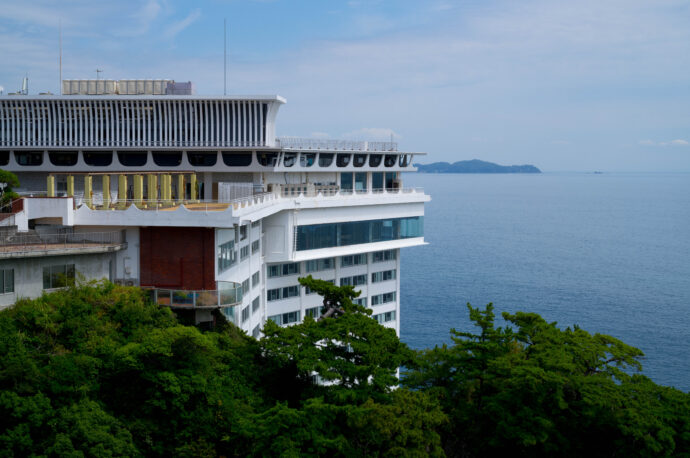 HOTEL NEW AKAO ホテルニューアカオ ほてるにゅーあかお 静岡県熱海市熱海1993-250
（株）富屋酒店 かぶしきがいしゃ とみやさけてん カブシキガイシャ　トミヤサケテン TOMIYA SAKETEN 　愛知県名古屋市瑞穂区上坂町1-41-2　地酒屋　豊盃　HOUHAI ほうはい　ホーハイ　三浦酒造  MIURASHUZO日高見　ひたかみ　ヒタカミ HITAKAMI  平孝酒造　HIRAKOSHUZO 天の戸 アマノト　あまのと　AMANOTO　浅舞酒造ASAMAISHUZO　飛露喜 HIROKISHUZOHONTEN　廣木酒造本店　HIROK　大那 DAINA　ダイナ　だいな　菊の里酒造　KIKUNOSATOSHUZO　旭興　KYOKUKO　きょくこう　キョクコウ　渡邉酒造　WATANABESHUZO　仙禽 SENKIN　せんきん　センキン（株）せんきん SENKIN鶴齢　カクレイ　かくれい KAKUREI　青木酒造　AOKISHUZO謙信 ケンシン　けんしん KENSHIN池田屋酒造 IKEDAYASHUZO 白岳仙 HAKUGAKUSEN　ハクガクセン　はくがくせん　安本酒造 YASUMOTOSHUZO 群馬泉 グンマイズミ　ぐんまいずみ 島岡酒造 SHIMAOKASHUZO  喜久醉 きくよい キクヨイKIKUYOI 青島酒造 AOSHIMASHUZO 長珍 ちょうちん　チョウチン長珍酒造CHOCHINSHUZO　みねたからみりん　峯寳 味醂　一子相伝 ミネタカラ　いっしそうでん　イッシソウデン　小笠原味醂 OGASAWARA MIRIN

瀧自慢　たきじまん　タキジマン　瀧自慢酒造　TAKIZIMANSHUZO　田光　TABIKA 早川酒造  HAYAKAWASHUZO　作　ZAKU ざく ザク 清水清三郎商店 SHIMIZUSEIZABUROSHOTEN  篠峯　櫛羅　しのみね　シノミネ　くじら　クジラ　千代酒造　CHIYOSHUZO　雑賀　さいか　サイカ　九重雑賀  KOKONOESAIKA　紀土　鶴梅　無量山　きっど　キッド　KID 　ツルウメ　つるうめ　TURUUME　ムリョウザン　むりょうざん　MURYOZAN　平和酒造　HEIWASHUZO　蒼空　そうくう　ソウクウ　SÔKÛ　藤岡酒造　HUJIOKASHUZO 　宝剣　HOUKEN  宝剣酒造　ほうけんしゅぞう　ホウケンシュゾウ　HOKENSHUZO　清酒竹鶴　小笹屋竹鶴　せいしゅたけつる　セイシュタケツル　おささやたけつる　オササヤタケツル　竹鶴酒造　TAKETURUSHUZO
石鎚　いしづち　イシヅチ　石鎚酒造　ISHIDUCHISHUZO　土佐しらぎく　とさしらぎく　トサシラギク　仙頭酒造場　せんとうしゅぞうじょう　SENDOSHUZOZYO
　
 ブルゴーニュワイン　BOURGOGNE  ボルドーワイン　BORDEAUXカリフォルニアワイン CALIFORNIA  シャンパーニュ  SHAMPAGNEアルザスワイン ALSACE ドイツワイン WEIN GERMAN WINE 専門店　ライカM11　ズミルックス50　レンズ　代表　上田豊二　　きき酒師　焼酎アドバイザー　シャンパーニュシュヴァリエ　堀田駅より徒歩10分　熱田神宮駅より徒歩10分
市バス　牛巻より徒歩３分　地下鉄堀田駅より徒歩１５分　名古屋高速堀田出口より車で２分　牛巻交差点より徒歩５分　レトロ街並み　瓦屋根　裏道　大通りより二本入る　CLASSIC CARクラッシックカー CLASSIC BIKE　クラッシックバイク INTERIA　インテリア　　FASHION　ファッション　MUSIC　音楽　LOVE　SAKE SHOP　酒屋
センス　クリエイト　おたく　　MANIAマニア MOVIE　映画　CINEMA シネマ　2024年春オープン予定 いいねタウン瑞穂 iiNE マルシェ内　グランクレア瑞穂 いいねタウン瑞穂  愛知県名古屋市瑞穂区宝田町四丁目2番、3番2　春敲町三丁目23番1（地番） 魚太郎　UOTARO MIZUHO うおたろう　ウオタロウ　なごやみずほてん　ナゴヤミズホテン　 名古屋瑞穂店  車で1分　徒歩5分　丸明 瑞穂店  MARUAKI MIZUHO　マルアキ ミズホテン　まるあき みずほてん　 徒歩10分　車3分　焼肉 美奈登  ヤキニクミナト　やきにくみなと YAKINIKU MINATO 車で2分　徒歩10分  どての品川　DOTENO SHINAGAWA　ドテノシナガワ　どてのしながわ　車で30秒　徒歩1分昇福亭　SHOHUKUTEI しょうふくてい　ショウフクテイ 街中華　マニア　大盛り　個性派  車で5分　徒歩15分  名店 近くにたくさんあり　堀田バンザイ　牛巻バンザイ　名古屋のへそ

