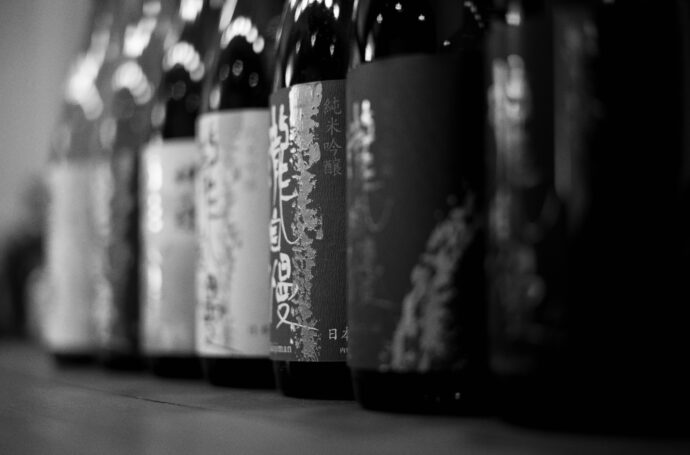 瀧自慢酒造　TAKIJIMAN　SHUZO　たきじまんしゅぞう　滝水流　はやせ　ハヤセ
タキジマンシュゾウ　純米大吟醸　大吟醸　令和4年全国新酒鑑評会　HAYASE
辛口純米　純米吟醸　山廃仕込み　伊賀山田錦　五百万石　愛山　神の穂　北雫
雄町　オオサンショウウオ生息　究極の食中酒　伊賀の酒　伊勢志摩サミット乾杯酒
金賞受賞蔵　インターナショナル　ワイン　チャレンジ　2022　IWC　山廃仕込み
INTERNATIONAL　WINE　CHALLENGE　純米　純米吟醸　平成の銘水100選
赤目四十八滝　滝本ファミリー　赤目口　老舗　手造り　拘り　伊賀の地酒
百人が一杯飲む酒より、一人が百杯飲みたくなる酒　小さな仕込みタンク　
株式会社　富屋酒店　TOMIYA　SAKETEN　NAGOYA　トミヤサケン
とみやさけてん　代表取締役　上田豊二　おたく　マニア　高級飲食店専門取引
　愛知県名古屋市瑞穂区上坂町1-41-2　名古屋特約店　特約流通　地酒　ワイン　専門店
　ライカM11　ズミルックス50　レンズ　堀田駅　熱田神宮駅
名古屋高速　堀田出口すぐ　牛巻交差点すぐ　レトロ街並み　瓦屋根
クラッシックバイク　クラッシックカー　インテリア　ファッション　センス　
音楽　ミュージック　映画　シネマ　おたく　マニア　美しきキレ感を持つ、盃を重ねたくなるその味わいを。「瀧自慢　TAKIZIMAN　＜純米大吟醸　JUNMAIDAIGINJO＞」初夏を思わせる爽やかな風のような清涼感。「瀧自慢　TAKIZIMAN　純米吟醸　＜北雫50  KITASHIZUKU＞　2023」
　東海地区を代表する辛口純米の名作。「瀧自慢　TAKIZIMAN　辛口純米　＜滝水流～はやせ～  HAYASE＞　2023」豊かな膨らみがゆったりひろがる秋模様満載のひやおろし。「瀧自慢　TAKIZIMAN　純米　＜神の穂　KAMINOHO  秋あがり＞　2023」凝縮した極上の艶感を存分に楽しむ。「瀧自慢　TAKIZIMAN　純米大吟醸　＜愛山　AIYAMA＞　2023」瀧自慢酒造　TAKIZIMAN　SHUZO　たきじまんしゅぞう　滝水流　はやせ　ハヤセ
タキジマンシュゾウ　純米大吟醸　大吟醸　令和4年全国新酒鑑評会　HAYASE
辛口純米　純米吟醸　山廃仕込み　伊賀山田錦　五百万石　愛山　神の穂　北雫
雄町　オオサンショウウオ生息　究極の食中酒　伊賀の酒　伊勢志摩サミット乾杯酒
金賞受賞蔵　インターナショナル　ワイン　チャレンジ　2022　IWC　山廃仕込み
INTERNATIONAL　WINE　CHALLENGE　純米　純米吟醸　平成の銘水100選
赤目四十八滝　滝本ファミリー　赤目口　老舗　手造り　拘り　伊賀の地酒
百人が一杯飲む酒より、一人が百杯飲みたくなる酒　小さな仕込みタンク　
株式会社　富屋酒店　TOMIYA　SAKETEN　NAGOYA　トミヤサケン
とみやさけてん　代表取締役　上田豊二　おたく　マニア　高級飲食店専門取引
　愛知県名古屋市瑞穂区上坂町1-41-2　名古屋特約店　特約流通　地酒　ワイン　専門店
　ライカM11　ズミルックス50　レンズ　堀田駅　熱田神宮駅
名古屋高速　堀田出口すぐ　牛巻交差点すぐ　レトロ街並み　瓦屋根
クラッシックバイク　クラッシックカー　インテリア　ファッション　センス　
音楽　ミュージック　映画　シネマ　おたく　マニア　美しきキレ感を持つ、盃を重ねたくなるその味わいを。「瀧自慢　TAKIZIMAN　＜純米大吟醸　JUNMAIDAIGINJO＞」初夏を思わせる爽やかな風のような清涼感。「瀧自慢　TAKIZIMAN　純米吟醸　＜北雫50  KITASHIZUKU＞　2023」
　東海地区を代表する辛口純米の名作。「瀧自慢　TAKIZIMAN　辛口純米　＜滝水流～はやせ～  HAYASE＞　2023」豊かな膨らみがゆったりひろがる秋模様満載のひやおろし。「瀧自慢　TAKIZIMAN　純米　＜神の穂　KAMINOHO  秋あがり＞　2023」凝縮した極上の艶感を存分に楽しむ。「瀧自慢　TAKIZIMAN　純米大吟醸　＜愛山　AIYAMA＞　2023」日本酒ゴーアラウンド 2023　NIHONNSHU GO AROUND　にほんしゅ ごーあらうんど  2023年10月1日 日曜日 桜びより 日本酒 バー 居酒屋　日本料理  愛知県名古屋市中区栄3-9-17ウィンゼンビルＢ1F　中川貴代　あーちゃん　おばんざい　名古屋超絶人気店　予約必須　富屋酒店　日本酒ラインナップ充実　瀧自慢酒造　杉本龍也　専務取締役　長年特約店　名古屋初取引　特約店　全ラインナップ　取り扱い　滝水流　はやせ
純米吟醸　八反錦50　北雫50　吟風50　秋あがり　神の穂　お燗　旨し　
愛山が放つ極上の艶感を存分に味わう  「瀧自慢　TAKIZIMAN　純米大吟醸 　＜愛山  AIYAMA＞  2023」
癒しの山廃のニュアンスが映り行く季節のお料理を引き立てる 「瀧自慢   TAKIZIMAN  ＜山廃純米  YAMAHAI JUNMAI＞  2023」全国新酒鑑評会にて金賞受賞の実力を  「瀧自慢　TAKIZIMAN  大吟醸　＜金賞受賞酒  GORDMEDAL＞ 2023」（株）富屋酒店 かぶしきがいしゃ とみやさけてん カブシキガイシャ　トミヤサケテン TOMIYA SAKETEN 　愛知県名古屋市瑞穂区上坂町1-41-2　地酒屋　豊盃　HOUHAI ほうはい　ホーハイ　三浦酒造  MIURASHUZO日高見　ひたかみ　ヒタカミ HITAKAMI  平孝酒造　HIRAKOSHUZO 天の戸 アマノト　あまのと　AMANOTO　浅舞酒造 ASAMAISHUZO　飛露喜 HIROKISHUZOHONTEN　廣木酒造本店　HIROK　大那 DAINA　ダイナ　だいな　菊の里酒造　KIKUNOSATOSHUZO　旭興　KYOKUKO　きょくこう　キョクコウ　渡邉酒造　WATANABESHUZO　仙禽 SENKIN　せんきん　センキン（株）せんきん SENKIN鶴齢　カクレイ　かくれい KAKUREI　青木酒造　AOKISHUZO謙信 ケンシン　けんしん KENSHIN池田屋酒造 IKEDAYASHUZO 白岳仙 HAKUGAKUSEN　ハクガクセン　はくがくせん　安本酒造 YASUMOTOSHUZO 群馬泉 グンマイズミ　ぐんまいずみ 島岡酒造 SHIMAOKASHUZO  喜久醉 きくよい キクヨイKIKUYOI 青島酒造 AOSHIMASHUZO 長珍 ちょうちん　チョウチン長珍酒造CHOCHINSHUZO　みねたからみりん　峯寳 味醂　一子相伝 ミネタカラ　いっしそうでん　イッシソウデン　小笠原味醂 OGASAWARA MIRIN

瀧自慢　たきじまん　タキジマン　瀧自慢酒造　TAKIZIMANSHUZO　田光　TABIKA 早川酒造  HAYAKAWASHUZO　作　ZAKU ざく ザク 清水清三郎商店 SHIMIZUSEIZABUROSHOTEN  篠峯　櫛羅　しのみね　シノミネ　くじら　クジラ　千代酒造　CHIYOSHUZO　雑賀　さいか　サイカ　九重雑賀  KOKONOESAIKA　紀土　鶴梅　無量山　きっど　キッド　KID 　ツルウメ　つるうめ　TURUUME　ムリョウザン　むりょうざん　MURYOZAN　平和酒造　HEIWASHUZO　蒼空　そうくう　ソウクウ　SÔKÛ　藤岡酒造　HUJIOKASHUZO 　宝剣　HOUKEN  宝剣酒造　ほうけんしゅぞう　ホウケンシュゾウ　HOKENSHUZO　清酒竹鶴　小笹屋竹鶴　せいしゅたけつる　セイシュタケツル　おささやたけつる　オササヤタケツル　竹鶴酒造　TAKETURUSHUZO
石鎚　いしづち　イシヅチ　石鎚酒造　ISHIDUCHISHUZO　土佐しらぎく　とさしらぎく　トサシラギク　仙頭酒造場　せんとうしゅぞうじょう　SENDOSHUZOZYO　アルガブランカ　ARUGABURANKA勝沼醸造　KATUNUMAJÔZÔ　ドメーヌソガ　ソガ・ペール・エ・フィス SOGA PELE ET FIS　オブセワイナリー　OBUSEWINERY　ドメーヌタカヒコ　DOMAINE TAKAHIKO　クリサワブラン　KURISAWA BLANC　ナカザワワイナリー　NAKAZAWA WINERY　さつま寿　SATUMA KOTOBUKI 　尾込商店 OGOME SHOTEN  蔵の師魂 KURANOSHIKON  小正醸造　KOMASA ＪÔＺÔ　天狗櫻 TENGUSAKURA  白石酒蔵　SHIRAISHISHUZO  しま千両 SHIMASENRYO　高崎酒蔵  TAKASAKISHUZO  杜氏潤平　TOJIJUNPEI  小玉醸造  KODAMAJOZO  赤鹿毛　青鹿毛  AKAKAGE   AOKAGE　柳田酒蔵  YANAGIDASHUZO　舞香　MAIKA　泰明　TAIMEI　藤居醸造　HUZIIJÔＺÔ　池の露　特酎天草　IKENOTUYU  TOKUCHU  AMAKUSA　壱乃醸　飛乃流　朝日　ICHINOJO  HINORYU　ASAHI　朝日酒造　ASAHISHUZO　龍宮　RYUGU 富田酒造場　TOMITASHUZOJO　鳥飼 TORIKAI　鳥飼酒造　TORIKAISHUZO　極楽 GOIKURAKU　林酒造場 HAYASHISHUZOJO　屋久の島大自然林　酔麦香　YAKUNOSHIMA DAISHIZENRIN SUIBASKUKA　本坊酒造　HONBOSHUZO
金峰　金峰荒蘆過  KINPO　KINPOARAROKA　宇都酒造　UTOSHUZO　北谷長老　CHYATANCHÔＲÔ　北谷酒造　CHYATANSHUZO　山原くいな　YAMBARUKUINA　やんばる酒造　YAMBARUSHUZO　
ゑびすや　御器所　焼き鳥　居酒屋　愛知県名古屋市昭和区石仏町2-4
安定感　大将　情熱　日本酒　ワイン　充実　富屋酒店フルラインナップ
長年のパートナー　絶対的信頼関係　ベーシックなメニューの旨さ　抜群
ブルゴーニュ　充実　ワインマニア　ソムリエ　ラック・コーポレーション
ハスミワイン　ヌーヴェル・セレクション　オルヴォー　テラヴェール
宝剣　豊盃　白岳仙　長珍　紀土　田光　大那　飛露喜　土佐しらぎく
日高見　瀧自慢　櫛羅　篠峯　相模灘　竹鶴　旭興　雑賀　喜久醉
（株）富屋酒店 かぶしきがいしゃ とみやさけてん カブシキガイシャ　トミヤサケテン TOMIYA SAKETEN 　愛知県名古屋市瑞穂区上坂町1-41-2　地酒屋　豊盃　HOUHAI ほうはい　ホーハイ　三浦酒造  MIURASHUZO日高見　ひたかみ　ヒタカミ HITAKAMI  平孝酒造　HIRAKOSHUZO 天の戸 アマノト　あまのと　AMANOTO　浅舞酒造 ASAMAISHUZO　飛露喜 HIROKISHUZOHONTEN　廣木酒造本店　HIROK　大那 DAINA　ダイナ　だいな　菊の里酒造　KIKUNOSATOSHUZO　旭興　KYOKUKO　きょくこう　キョクコウ　渡邉酒造　WATANABESHUZO　仙禽 SENKIN　せんきん　センキン（株）せんきん SENKIN鶴齢　カクレイ　かくれい KAKUREI　青木酒造　AOKISHUZO謙信 ケンシン　けんしん KENSHIN池田屋酒造 IKEDAYASHUZO 白岳仙 HAKUGAKUSEN　ハクガクセン　はくがくせん　安本酒造 YASUMOTOSHUZO 群馬泉 グンマイズミ　ぐんまいずみ 島岡酒造 SHIMAOKASHUZO  喜久醉 きくよい キクヨイKIKUYOI 青島酒造 AOSHIMASHUZO 長珍 ちょうちん　チョウチン長珍酒造CHOCHINSHUZO　みねたからみりん　峯寳 味醂　一子相伝 ミネタカラ　いっしそうでん　イッシソウデン　小笠原味醂 OGASAWARA MIRIN

瀧自慢　たきじまん　タキジマン　瀧自慢酒造　TAKIZIMANSHUZO　田光　TABIKA 早川酒造  HAYAKAWASHUZO　作　ZAKU ざく ザク 清水清三郎商店 SHIMIZUSEIZABUROSHOTEN  篠峯　櫛羅　しのみね　シノミネ　くじら　クジラ　千代酒造　CHIYOSHUZO　雑賀　さいか　サイカ　九重雑賀  KOKONOESAIKA　紀土　鶴梅　無量山　きっど　キッド　KID 　ツルウメ　つるうめ　TURUUME　ムリョウザン　むりょうざん　MURYOZAN　平和酒造　HEIWASHUZO　蒼空　そうくう　ソウクウ　SÔKÛ　藤岡酒造　HUJIOKASHUZO 　宝剣　HOUKEN  宝剣酒造　ほうけんしゅぞう　ホウケンシュゾウ　HOKENSHUZO　清酒竹鶴　小笹屋竹鶴　せいしゅたけつる　セイシュタケツル　おささやたけつる　オササヤタケツル　竹鶴酒造　TAKETURUSHUZO
石鎚　いしづち　イシヅチ　石鎚酒造　ISHIDUCHISHUZO　土佐しらぎく　とさしらぎく　トサシラギク　仙頭酒造場　せんとうしゅぞうじょう　SENDOSHUZOZYO
　
 ブルゴーニュワイン　BOURGOGNE  ボルドーワイン　BORDEAUXカリフォルニアワイン CALIFORNIA  シャンパーニュ  SHAMPAGNEアルザスワイン ALSACE ドイツワイン WEIN GERMAN WINE 専門店　ライカM11　ズミルックス50　レンズ　代表　上田豊二　　きき酒師　焼酎アドバイザー　シャンパーニュシュヴァリエ　堀田駅より徒歩10分　熱田神宮駅より徒歩10分
市バス　牛巻より徒歩３分　地下鉄堀田駅より徒歩１５分　名古屋高速堀田出口より車で２分　牛巻交差点より徒歩５分　レトロ街並み　瓦屋根　裏道　大通りより二本入る　CLASSIC CARクラッシックカー CLASSIC BIKE　クラッシックバイク INTERIA　インテリア　　FASHION　ファッション　MUSIC　音楽　LOVE　SAKE SHOP　酒屋
センス　クリエイト　おたく　　MANIAマニア MOVIE　映画　CINEMA シネマ　2024年春オープン予定 いいねタウン瑞穂 iiNE マルシェ内　グランクレア瑞穂 いいねタウン瑞穂  愛知県名古屋市瑞穂区宝田町四丁目2番、3番2　春敲町三丁目23番1（地番） 魚太郎　UOTARO MIZUHO うおたろう　ウオタロウ　なごやみずほてん　ナゴヤミズホテン　 名古屋瑞穂店  車で1分　徒歩5分　丸明 瑞穂店  MARUAKI MIZUHO　マルアキ ミズホテン　まるあき みずほてん　 徒歩10分　車3分　焼肉 美奈登  ヤキニクミナト　やきにくみなと YAKINIKU MINATO 車で2分　徒歩10分  どての品川　DOTENO SHINAGAWA　ドテノシナガワ　どてのしながわ　車で30秒　徒歩1分昇福亭　SHOHUKUTEI しょうふくてい　ショウフクテイ 街中華　マニア　大盛り　個性派  車で5分　徒歩15分  名店 近くにたくさんあり　堀田バンザイ　牛巻バンザイ　名古屋のへそ
令和五年全国新酒鑑評会金賞受賞酒 この実力と感動をとことん楽しむ  「瀧自慢  TAKIZIMAN  大吟醸   DAIGINJO  ＜全国新酒鑑評会 金賞受賞酒＞  2023」酒米のルーツを極限まで磨き上げた渾身の作品  その唯一無二の味わいがここに 「瀧自慢　TAKIZIMAN　純米大吟醸　＜亀の尾  KAME NO O＞　2023
山廃の魅力を美しく表現した極上の作品  「瀧自慢  TAKIJIMAN  純米大吟醸  ＜山廃仕込み  YAMAHAI＞  2023」爽やかでハリのある辛口しぼりたて 「瀧自慢　TAKIJIMAN  ＜純米 しぼりたて  SHIBORITATE＞（オリなし）    R5BY」雄町が持つ 力強さと豊かさをキレ感でバランスさせた秀逸な作品  「瀧自慢  TAKIZIMAN  純米吟醸  ＜備前雄町  BIZENOMACHI＞  無濾過生原酒  R5BY」柔らか旨しな夏のニゴリサケ 割ってもタノシ 「瀧自慢  TAKIJIMAN　＜純米　夏にごり  JUNMAI  NATSU NIGORI＞ R5BY」