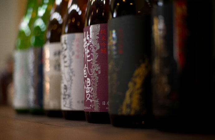 瀧自慢酒造　TAKIJIMAN　SHUZO　たきじまんしゅぞう　滝水流　はやせ　ハヤセ
タキジマンシュゾウ　純米大吟醸　大吟醸　令和4年全国新酒鑑評会　HAYASE
辛口純米　純米吟醸　山廃仕込み　伊賀山田錦　五百万石　愛山　神の穂　北雫
雄町　オオサンショウウオ生息　究極の食中酒　伊賀の酒　伊勢志摩サミット乾杯酒
金賞受賞蔵　インターナショナル　ワイン　チャレンジ　2022　IWC　山廃仕込み
INTERNATIONAL　WINE　CHALLENGE　純米　純米吟醸　平成の銘水100選
赤目四十八滝　滝本ファミリー　赤目口　老舗　手造り　拘り　伊賀の地酒
百人が一杯飲む酒より、一人が百杯飲みたくなる酒　小さな仕込みタンク　
株式会社　富屋酒店　TOMIYA　SAKETEN　NAGOYA　トミヤサケン
とみやさけてん　代表取締役　上田豊二　おたく　マニア　高級飲食店専門取引
　愛知県名古屋市瑞穂区上坂町1-41-2　名古屋特約店　特約流通　地酒　ワイン　専門店
　ライカM11　ズミルックス50　レンズ　堀田駅　熱田神宮駅
名古屋高速　堀田出口すぐ　牛巻交差点すぐ　レトロ街並み　瓦屋根
クラッシックバイク　クラッシックカー　インテリア　ファッション　センス　
音楽　ミュージック　映画　シネマ　おたく　マニア　美しきキレ感を持つ、盃を重ねたくなるその味わいを。「瀧自慢　TAKIZIMAN　＜純米大吟醸　JUNMAIDAIGINJO＞」初夏を思わせる爽やかな風のような清涼感。「瀧自慢　TAKIZIMAN　純米吟醸　＜北雫50  KITASHIZUKU＞　2023」
　東海地区を代表する辛口純米の名作。「瀧自慢　TAKIZIMAN　辛口純米　＜滝水流～はやせ～  HAYASE＞　2023」豊かな膨らみがゆったりひろがる秋模様満載のひやおろし。「瀧自慢　TAKIZIMAN　純米　＜神の穂　KAMINOHO  秋あがり＞　2023」凝縮した極上の艶感を存分に楽しむ。「瀧自慢　TAKIZIMAN　純米大吟醸　＜愛山　AIYAMA＞　2023」瀧自慢酒造　TAKIZIMAN　SHUZO　たきじまんしゅぞう　滝水流　はやせ　ハヤセ
タキジマンシュゾウ　純米大吟醸　大吟醸　令和4年全国新酒鑑評会　HAYASE
辛口純米　純米吟醸　山廃仕込み　伊賀山田錦　五百万石　愛山　神の穂　北雫
雄町　オオサンショウウオ生息　究極の食中酒　伊賀の酒　伊勢志摩サミット乾杯酒
金賞受賞蔵　インターナショナル　ワイン　チャレンジ　2022　IWC　山廃仕込み
INTERNATIONAL　WINE　CHALLENGE　純米　純米吟醸　平成の銘水100選
赤目四十八滝　滝本ファミリー　赤目口　老舗　手造り　拘り　伊賀の地酒
百人が一杯飲む酒より、一人が百杯飲みたくなる酒　小さな仕込みタンク　
株式会社　富屋酒店　TOMIYA　SAKETEN　NAGOYA　トミヤサケン
とみやさけてん　代表取締役　上田豊二　おたく　マニア　高級飲食店専門取引
　愛知県名古屋市瑞穂区上坂町1-41-2　名古屋特約店　特約流通　地酒　ワイン　専門店
　ライカM11　ズミルックス50　レンズ　堀田駅　熱田神宮駅
名古屋高速　堀田出口すぐ　牛巻交差点すぐ　レトロ街並み　瓦屋根
クラッシックバイク　クラッシックカー　インテリア　ファッション　センス　
音楽　ミュージック　映画　シネマ　おたく　マニア　美しきキレ感を持つ、盃を重ねたくなるその味わいを。「瀧自慢　TAKIZIMAN　＜純米大吟醸　JUNMAIDAIGINJO＞」初夏を思わせる爽やかな風のような清涼感。「瀧自慢　TAKIZIMAN　純米吟醸　＜北雫50  KITASHIZUKU＞　2023」
　東海地区を代表する辛口純米の名作。「瀧自慢　TAKIZIMAN　辛口純米　＜滝水流～はやせ～  HAYASE＞　2023」豊かな膨らみがゆったりひろがる秋模様満載のひやおろし。「瀧自慢　TAKIZIMAN　純米　＜神の穂　KAMINOHO  秋あがり＞　2023」凝縮した極上の艶感を存分に楽しむ。「瀧自慢　TAKIZIMAN　純米大吟醸　＜愛山　AIYAMA＞　2023」日本酒ゴーアラウンド 2023　NIHONNSHU GO AROUND　にほんしゅ ごーあらうんど  2023年10月1日 日曜日 桜びより 日本酒 バー 居酒屋　日本料理  愛知県名古屋市中区栄3-9-17ウィンゼンビルＢ1F　中川貴代　あーちゃん　おばんざい　名古屋超絶人気店　予約必須　富屋酒店　日本酒ラインナップ充実　瀧自慢酒造　杉本龍也　専務取締役　長年特約店　名古屋初取引　特約店　全ラインナップ　取り扱い　滝水流　はやせ
純米吟醸　八反錦50　北雫50　吟風50　秋あがり　神の穂　お燗　旨し　
愛山が放つ極上の艶感を存分に味わう  「瀧自慢　TAKIZIMAN　純米大吟醸 　＜愛山  AIYAMA＞  2023」
癒しの山廃のニュアンスが映り行く季節のお料理を引き立てる 「瀧自慢   TAKIZIMAN  ＜山廃純米  YAMAHAI JUNMAI＞  2023」全国新酒鑑評会にて金賞受賞の実力を  「瀧自慢　TAKIZIMAN  大吟醸　＜金賞受賞酒  GORDMEDAL＞ 2023」（株）富屋酒店 かぶしきがいしゃ とみやさけてん カブシキガイシャ　トミヤサケテン TOMIYA SAKETEN 　愛知県名古屋市瑞穂区上坂町1-41-2　地酒屋　豊盃　HOUHAI ほうはい　ホーハイ　三浦酒造  MIURASHUZO日高見　ひたかみ　ヒタカミ HITAKAMI  平孝酒造　HIRAKOSHUZO 天の戸 アマノト　あまのと　AMANOTO　浅舞酒造 ASAMAISHUZO　飛露喜 HIROKISHUZOHONTEN　廣木酒造本店　HIROK　大那 DAINA　ダイナ　だいな　菊の里酒造　KIKUNOSATOSHUZO　旭興　KYOKUKO　きょくこう　キョクコウ　渡邉酒造　WATANABESHUZO　仙禽 SENKIN　せんきん　センキン（株）せんきん SENKIN鶴齢　カクレイ　かくれい KAKUREI　青木酒造　AOKISHUZO謙信 ケンシン　けんしん KENSHIN池田屋酒造 IKEDAYASHUZO 白岳仙 HAKUGAKUSEN　ハクガクセン　はくがくせん　安本酒造 YASUMOTOSHUZO 群馬泉 グンマイズミ　ぐんまいずみ 島岡酒造 SHIMAOKASHUZO  喜久醉 きくよい キクヨイKIKUYOI 青島酒造 AOSHIMASHUZO 長珍 ちょうちん　チョウチン長珍酒造CHOCHINSHUZO　みねたからみりん　峯寳 味醂　一子相伝 ミネタカラ　いっしそうでん　イッシソウデン　小笠原味醂 OGASAWARA MIRIN

瀧自慢　たきじまん　タキジマン　瀧自慢酒造　TAKIZIMANSHUZO　田光　TABIKA 早川酒造  HAYAKAWASHUZO　作　ZAKU ざく ザク 清水清三郎商店 SHIMIZUSEIZABUROSHOTEN  篠峯　櫛羅　しのみね　シノミネ　くじら　クジラ　千代酒造　CHIYOSHUZO　雑賀　さいか　サイカ　九重雑賀  KOKONOESAIKA　紀土　鶴梅　無量山　きっど　キッド　KID 　ツルウメ　つるうめ　TURUUME　ムリョウザン　むりょうざん　MURYOZAN　平和酒造　HEIWASHUZO　蒼空　そうくう　ソウクウ　SÔKÛ　藤岡酒造　HUJIOKASHUZO 　宝剣　HOUKEN  宝剣酒造　ほうけんしゅぞう　ホウケンシュゾウ　HOKENSHUZO　清酒竹鶴　小笹屋竹鶴　せいしゅたけつる　セイシュタケツル　おささやたけつる　オササヤタケツル　竹鶴酒造　TAKETURUSHUZO
石鎚　いしづち　イシヅチ　石鎚酒造　ISHIDUCHISHUZO　土佐しらぎく　とさしらぎく　トサシラギク　仙頭酒造場　せんとうしゅぞうじょう　SENDOSHUZOZYO　アルガブランカ　ARUGABURANKA勝沼醸造　KATUNUMAJÔZÔ　ドメーヌソガ　ソガ・ペール・エ・フィス SOGA PELE ET FIS　オブセワイナリー　OBUSEWINERY　ドメーヌタカヒコ　DOMAINE TAKAHIKO　クリサワブラン　KURISAWA BLANC　ナカザワワイナリー　NAKAZAWA WINERY　さつま寿　SATUMA KOTOBUKI 　尾込商店 OGOME SHOTEN  蔵の師魂 KURANOSHIKON  小正醸造　KOMASA ＪÔＺÔ　天狗櫻 TENGUSAKURA  白石酒蔵　SHIRAISHISHUZO  しま千両 SHIMASENRYO　高崎酒蔵  TAKASAKISHUZO  杜氏潤平　TOJIJUNPEI  小玉醸造  KODAMAJOZO  赤鹿毛　青鹿毛  AKAKAGE   AOKAGE　柳田酒蔵  YANAGIDASHUZO　舞香　MAIKA　泰明　TAIMEI　藤居醸造　HUZIIJÔＺÔ　池の露　特酎天草　IKENOTUYU  TOKUCHU  AMAKUSA　壱乃醸　飛乃流　朝日　ICHINOJO  HINORYU　ASAHI　朝日酒造　ASAHISHUZO　龍宮　RYUGU 富田酒造場　TOMITASHUZOJO　鳥飼 TORIKAI　鳥飼酒造　TORIKAISHUZO　極楽 GOIKURAKU　林酒造場 HAYASHISHUZOJO　屋久の島大自然林　酔麦香　YAKUNOSHIMA DAISHIZENRIN SUIBASKUKA　本坊酒造　HONBOSHUZO
金峰　金峰荒蘆過  KINPO　KINPOARAROKA　宇都酒造　UTOSHUZO　北谷長老　CHYATANCHÔＲÔ　北谷酒造　CHYATANSHUZO　山原くいな　YAMBARUKUINA　やんばる酒造　YAMBARUSHUZO　
ゑびすや　御器所　焼き鳥　居酒屋　愛知県名古屋市昭和区石仏町2-4
安定感　大将　情熱　日本酒　ワイン　充実　富屋酒店フルラインナップ
長年のパートナー　絶対的信頼関係　ベーシックなメニューの旨さ　抜群
ブルゴーニュ　充実　ワインマニア　ソムリエ　ラック・コーポレーション
ハスミワイン　ヌーヴェル・セレクション　オルヴォー　テラヴェール
宝剣　豊盃　白岳仙　長珍　紀土　田光　大那　飛露喜　土佐しらぎく
日高見　瀧自慢　櫛羅　篠峯　相模灘　竹鶴　旭興　雑賀　喜久醉
（株）富屋酒店 かぶしきがいしゃ とみやさけてん カブシキガイシャ　トミヤサケテン TOMIYA SAKETEN 　愛知県名古屋市瑞穂区上坂町1-41-2　地酒屋　豊盃　HOUHAI ほうはい　ホーハイ　三浦酒造  MIURASHUZO日高見　ひたかみ　ヒタカミ HITAKAMI  平孝酒造　HIRAKOSHUZO 天の戸 アマノト　あまのと　AMANOTO　浅舞酒造 ASAMAISHUZO　飛露喜 HIROKISHUZOHONTEN　廣木酒造本店　HIROK　大那 DAINA　ダイナ　だいな　菊の里酒造　KIKUNOSATOSHUZO　旭興　KYOKUKO　きょくこう　キョクコウ　渡邉酒造　WATANABESHUZO　仙禽 SENKIN　せんきん　センキン（株）せんきん SENKIN鶴齢　カクレイ　かくれい KAKUREI　青木酒造　AOKISHUZO謙信 ケンシン　けんしん KENSHIN池田屋酒造 IKEDAYASHUZO 白岳仙 HAKUGAKUSEN　ハクガクセン　はくがくせん　安本酒造 YASUMOTOSHUZO 群馬泉 グンマイズミ　ぐんまいずみ 島岡酒造 SHIMAOKASHUZO  喜久醉 きくよい キクヨイKIKUYOI 青島酒造 AOSHIMASHUZO 長珍 ちょうちん　チョウチン長珍酒造CHOCHINSHUZO　みねたからみりん　峯寳 味醂　一子相伝 ミネタカラ　いっしそうでん　イッシソウデン　小笠原味醂 OGASAWARA MIRIN

瀧自慢　たきじまん　タキジマン　瀧自慢酒造　TAKIZIMANSHUZO　田光　TABIKA 早川酒造  HAYAKAWASHUZO　作　ZAKU ざく ザク 清水清三郎商店 SHIMIZUSEIZABUROSHOTEN  篠峯　櫛羅　しのみね　シノミネ　くじら　クジラ　千代酒造　CHIYOSHUZO　雑賀　さいか　サイカ　九重雑賀  KOKONOESAIKA　紀土　鶴梅　無量山　きっど　キッド　KID 　ツルウメ　つるうめ　TURUUME　ムリョウザン　むりょうざん　MURYOZAN　平和酒造　HEIWASHUZO　蒼空　そうくう　ソウクウ　SÔKÛ　藤岡酒造　HUJIOKASHUZO 　宝剣　HOUKEN  宝剣酒造　ほうけんしゅぞう　ホウケンシュゾウ　HOKENSHUZO　清酒竹鶴　小笹屋竹鶴　せいしゅたけつる　セイシュタケツル　おささやたけつる　オササヤタケツル　竹鶴酒造　TAKETURUSHUZO
石鎚　いしづち　イシヅチ　石鎚酒造　ISHIDUCHISHUZO　土佐しらぎく　とさしらぎく　トサシラギク　仙頭酒造場　せんとうしゅぞうじょう　SENDOSHUZOZYO
　
 ブルゴーニュワイン　BOURGOGNE  ボルドーワイン　BORDEAUXカリフォルニアワイン CALIFORNIA  シャンパーニュ  SHAMPAGNEアルザスワイン ALSACE ドイツワイン WEIN GERMAN WINE 専門店　ライカM11　ズミルックス50　レンズ　代表　上田豊二　　きき酒師　焼酎アドバイザー　シャンパーニュシュヴァリエ　堀田駅より徒歩10分　熱田神宮駅より徒歩10分
市バス　牛巻より徒歩３分　地下鉄堀田駅より徒歩１５分　名古屋高速堀田出口より車で２分　牛巻交差点より徒歩５分　レトロ街並み　瓦屋根　裏道　大通りより二本入る　CLASSIC CARクラッシックカー CLASSIC BIKE　クラッシックバイク INTERIA　インテリア　　FASHION　ファッション　MUSIC　音楽　LOVE　SAKE SHOP　酒屋
センス　クリエイト　おたく　　MANIAマニア MOVIE　映画　CINEMA シネマ　2024年春オープン予定 いいねタウン瑞穂 iiNE マルシェ内　グランクレア瑞穂 いいねタウン瑞穂  愛知県名古屋市瑞穂区宝田町四丁目2番、3番2　春敲町三丁目23番1（地番） 魚太郎　UOTARO MIZUHO うおたろう　ウオタロウ　なごやみずほてん　ナゴヤミズホテン　 名古屋瑞穂店  車で1分　徒歩5分　丸明 瑞穂店  MARUAKI MIZUHO　マルアキ ミズホテン　まるあき みずほてん　 徒歩10分　車3分　焼肉 美奈登  ヤキニクミナト　やきにくみなと YAKINIKU MINATO 車で2分　徒歩10分  どての品川　DOTENO SHINAGAWA　ドテノシナガワ　どてのしながわ　車で30秒　徒歩1分昇福亭　SHOHUKUTEI しょうふくてい　ショウフクテイ 街中華　マニア　大盛り　個性派  車で5分　徒歩15分  名店 近くにたくさんあり　堀田バンザイ　牛巻バンザイ　名古屋のへそ
令和五年全国新酒鑑評会金賞受賞酒 この実力と感動をとことん楽しむ  「瀧自慢  TAKIZIMAN  大吟醸   DAIGINJO  ＜全国新酒鑑評会 金賞受賞酒＞  2023」酒米のルーツを極限まで磨き上げた渾身の作品  その唯一無二の味わいがここに 「瀧自慢　TAKIZIMAN　純米大吟醸　＜亀の尾  KAME NO O＞　2023
山廃の魅力を美しく表現した極上の作品  「瀧自慢  TAKIJIMAN  純米大吟醸  ＜山廃仕込み  YAMAHAI＞  2023」爽やかでハリのある辛口しぼりたて 「瀧自慢　TAKIJIMAN  ＜純米 しぼりたて  SHIBORITATE＞（オリなし）    R5BY」雄町が持つ 力強さと豊かさをキレ感でバランスさせた秀逸な作品  「瀧自慢  TAKIZIMAN  純米吟醸  ＜備前雄町  BIZENOMACHI＞  無濾過生原酒  R5BY」柔らか旨しな夏のニゴリサケ 割ってもタノシ 「瀧自慢  TAKIJIMAN　＜純米　夏にごり  JUNMAI  NATSU NIGORI＞ R5BY」