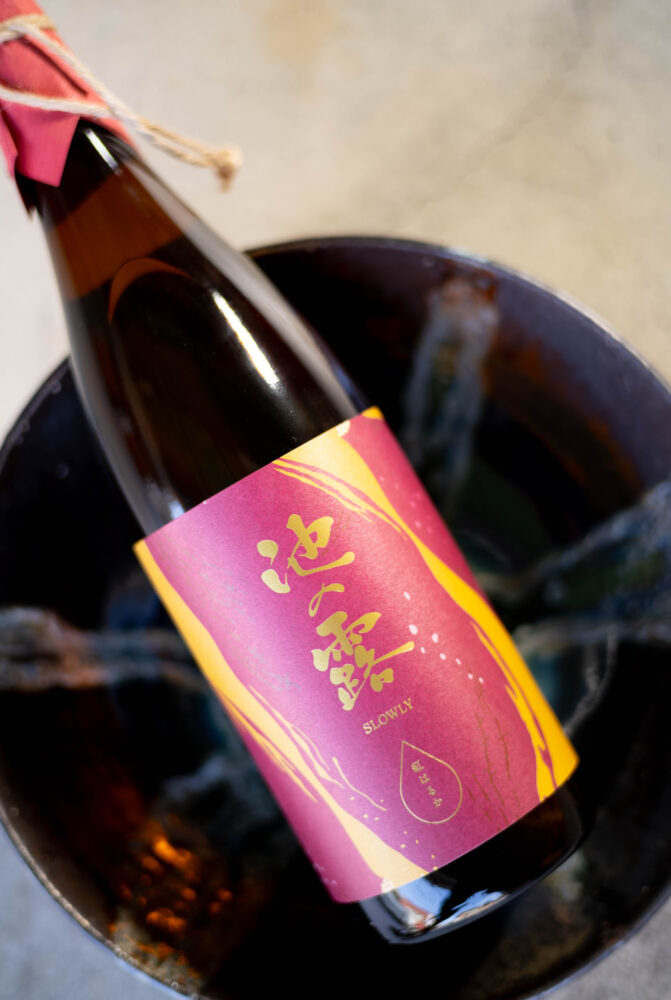 池の露　特酎天草　天草酒造　ＩＫＥＮＯＴＵＹＵ　ＡＭＡＫＵＳＡ　ＫＵＭＯＭＯＮ　ＫＵＭＡＭＯＴＯ　イケノユツ　いけのつゆ　アマクサ　あまくさ　クマモン　くまもん　あまくさしゅぞう　アマクサシュゾウ　天草諸島　唯一の焼酎蔵
キリシマムツキ　強い甘み　すっきり感　鮨　一寿夢　イズム　日本限定作品
唯一無二　レア　希少　特約流通　名古屋唯一　取引先　入手困難　チンタラ
明治時代の蒸留器　甕仕込み　熟成　古酒　ロットナンバー入り　極少量生産品
熊本県　天草諸島　熊本県天草市新和町小宮地11808-1　アルコール度数30度
木製甑　和甕　さつまいも（国産）　コガネセンガン　黄金千貫　白麹　黒麹　　
けーな　農業と焼酎　平下豊　代表取締役社長　杜氏　カブト式蒸留器　

（株）富屋酒店 かぶしきがいしゃ とみやさけてん カブシキガイシャ　トミヤサケテン TOMIYA SAKETEN 　愛知県名古屋市瑞穂区上坂町1-41-2　地酒屋　豊盃　HOUHAI ほうはい　ホーハイ　三浦酒造  MIURASHUZO日高見　ひたかみ　ヒタカミ HITAKAMI  平孝酒造　HIRAKOSHUZO 天の戸 アマノト　あまのと　AMANOTO　浅舞酒造 ASAMAISHUZO　飛露喜 HIROKISHUZOHONTEN　廣木酒造本店　HIROK　大那 DAINA　ダイナ　だいな　菊の里酒造　KIKUNOSATOSHUZO　旭興　KYOKUKO　きょくこう　キョクコウ　渡邉酒造　WATANABESHUZO　仙禽 SENKIN　せんきん　センキン（株）せんきん SENKIN鶴齢　カクレイ　かくれい KAKUREI　青木酒造　AOKISHUZO謙信 ケンシン　けんしん KENSHIN池田屋酒造 IKEDAYASHUZO 白岳仙 HAKUGAKUSEN　ハクガクセン　はくがくせん　安本酒造 YASUMOTOSHUZO 群馬泉 グンマイズミ　ぐんまいずみ 島岡酒造 SHIMAOKASHUZO  喜久醉 きくよい キクヨイKIKUYOI 青島酒造 AOSHIMASHUZO 長珍 ちょうちん　チョウチン長珍酒造CHOCHINSHUZO　みねたからみりん　峯寳 味醂　一子相伝 ミネタカラ　いっしそうでん　イッシソウデン　小笠原味醂 OGASAWARA MIRIN

瀧自慢　たきじまん　タキジマン　瀧自慢酒造　TAKIZIMANSHUZO　田光　TABIKA 早川酒造  HAYAKAWASHUZO　作　ZAKU ざく ザク 清水清三郎商店 SHIMIZUSEIZABUROSHOTEN  篠峯　櫛羅　しのみね　シノミネ　くじら　クジラ　千代酒造　CHIYOSHUZO　雑賀　さいか　サイカ　九重雑賀  KOKONOESAIKA　紀土　鶴梅　無量山　きっど　キッド　KID 　ツルウメ　つるうめ　TURUUME　ムリョウザン　むりょうざん　MURYOZAN　平和酒造　HEIWASHUZO　蒼空　そうくう　ソウクウ　SÔKÛ　藤岡酒造　HUJIOKASHUZO 　宝剣　HOUKEN  宝剣酒造　ほうけんしゅぞう　ホウケンシュゾウ　HOKENSHUZO　清酒竹鶴　小笹屋竹鶴　せいしゅたけつる　セイシュタケツル　おささやたけつる　オササヤタケツル　竹鶴酒造　TAKETURUSHUZO
石鎚　いしづち　イシヅチ　石鎚酒造　ISHIDUCHISHUZO　土佐しらぎく　とさしらぎく　トサシラギク　仙頭酒造場　せんとうしゅぞうじょう　SENDOSHUZOZYO
　
 ブルゴーニュワイン　BOURGOGNE  ボルドーワイン　BORDEAUXカリフォルニアワイン CALIFORNIA  シャンパーニュ  SHAMPAGNEアルザスワイン ALSACE ドイツワイン WEIN GERMAN WINE 専門店　ライカM11　ズミルックス50　レンズ　代表　上田豊二　　きき酒師　焼酎アドバイザー　シャンパーニュシュヴァリエ　堀田駅より徒歩10分　熱田神宮駅より徒歩10分
市バス　牛巻より徒歩３分　地下鉄堀田駅より徒歩１５分　名古屋高速堀田出口より車で２分　牛巻交差点より徒歩５分　レトロ街並み　瓦屋根　裏道　大通りより二本入る　CLASSIC CARクラッシックカー CLASSIC BIKE　クラッシックバイク INTERIA　インテリア　　FASHION　ファッション　MUSIC　音楽　LOVE　SAKE SHOP　酒屋
センス　クリエイト　おたく　　MANIAマニア MOVIE　映画　CINEMA シネマ　2024年春オープン予定 いいねタウン瑞穂 iiNE マルシェ内　グランクレア瑞穂 いいねタウン瑞穂  愛知県名古屋市瑞穂区宝田町四丁目2番、3番2　春敲町三丁目23番1（地番） 魚太郎　UOTARO MIZUHO うおたろう　ウオタロウ　なごやみずほてん　ナゴヤミズホテン　 名古屋瑞穂店  車で1分　徒歩5分　丸明 瑞穂店  MARUAKI MIZUHO　マルアキ ミズホテン　まるあき みずほてん　 徒歩10分　車3分　焼肉 美奈登  ヤキニクミナト　やきにくみなと YAKINIKU MINATO 車で2分　徒歩10分  どての品川　DOTENO SHINAGAWA　ドテノシナガワ　どてのしながわ　車で30秒　徒歩1分昇福亭　SHOHUKUTEI しょうふくてい　ショウフクテイ 街中華　マニア　大盛り　個性派  車で5分　徒歩15分  名店 近くにたくさんあり　堀田バンザイ　牛巻バンザイ　名古屋のへそ
