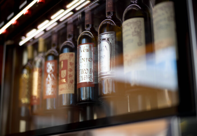 　最高品質の甲州を世界へ　ワイン　それは人と自然の関わりによる表現である
　　　　KATUNUMA BREWERY　KATUNUMA WINERY山梨県笛吹市一宮町塩田1720　SUSHI　TENPURA　人々に感動を与えるワイナリーの創造
　　　　特約流通　東海地区唯一　名古屋正規特約店　　希少　レア　　てんぷら
特約流通のみ販売　出汁　和食　マリアージュ　高級和食　鮨　寿司　天麩羅
ARUGA BRANCA  ISEHARA（アルガブランカ）BARREL SERECTION　T5   2021（バレル・セレクション T5   2021ヴィンテージ ）ARUGA BRANCA  ISEHARA（アルガブランカ　イセハラ）MUGNUM　SISE　1500ｍｌ  2020（マグナムサイズ　1500ｍｌ  2020ヴィンテージ ）ARUGA BRANCA  ISEHARA（アルガブランカ　イセハラ）2016（2016  ヴィンテージ ）ARUGA BRANCA  ISEHARA（アルガブランカ　イセハラ）2018（2018  ヴィンテージ ）ARUGA BRANCA  ISEHARA（アルガブランカ　イセハラ）2019（2019  ヴィンテージ ）
　　　アルガブランカ　クラレーザ　ARUGABRANCA CLAREZA SURLIE　
シュールリー　アルガブランカ　　ヴィニャル　イセハラ　ARUGABRANCA
　ＶＩＮＨＡＬ　　ISＳEHARA　BARREL SERECTION　バレル　セレクション　
全国5軒　酒販店　専門店　のみ　甲州　100％　テロワール　
甲州のグランクリュ　
　取り扱い　絶対的信頼関係　名古屋　トップ特約店　唯一無二　愛知
　樽一本部のみの作品　30本　割り当て　ＡＲＵＧＡＢＲＡＮＣＡ　ＰＩＰＰＡ　アルガブランカ　ピッパ　樽醸造後6ヶ月　樽熟成2年　勝沼トンネルカーヴ
ＡＲＵＧＡＢＲＡＮＣＡ　ＢＲＩＬＲＡＮＴＥ　アルガブランカ
　ブリリャンテ　ＡＲＵＧＡＢＲＡＮＣＡ　ＤＯＣＥ　アルガブランカ　ドース　
冷凍果汁　
ＡＲＵＧＡ ＲＥＴＩＲＯ ＣＡＴＡＶＥＮＴＯ　アルガ　レティーロ　カタペント
ＡＲＵＧＡ　ＡＬＣＡＣＥＲ　641　アルガ　アルカサール　マスカットベリーＡ
自社畑　ファースト　セカンド　
2018年　ＩＷＣ　2018　アルガブランカ　イセハラ2016　銀賞受賞　アルガブランカ　ピッパ2015　銀賞受賞　アルガブランカクラレーザ2016　銀賞受賞
2012年　日本で飲もう最高のワイン　アルガブランカイセハラ2011　国産ベストワイン　ワイナリーツアー　富屋勝沼ワイナリーツアー　毎年　開催　15年以上　日本で唯一　レストラン風　ＫＡＺＥ　勝沼醸造直営飲食店　
甲州は1300年以上の歴史を持つ日本固有のぶどう品種。　私たちの夢は、
この甲州ぶどうを用いたワインで世界中の人々を感動させることです。
原料となるぶどうの品種にこだわり、自らの手で栽培。ぶどうを絞る際にも、
ゆっくりと、ストレスをかけずに本来の個性の味わいを抽出していいきます。
すべてにおいて納得のいくワインづくり。そこから、最高の自信が生まれます。
　アルガーノ　ヌーヴォー　11月3日解禁　山梨ヌーヴォー　アルガブランカ
　　　　シリーズ　甲州　マスカットベリーA　コウシュウ　KOUSHU　日本を代表
　　　　する　酒造好適葡萄　品種　透明感　クリア　飲みやすさ　ライト　ミディアム
　　　　勝沼醸造　株式会社　かつぬまじょうぞう　カツヌマジョウゾウ　スシ　　
テンプラ　ADEGA VINICOLA D ARVGA　　たとえ一樽でも最高のものを。
代表取締役　有賀雄二　あるがゆうじ　アルガユウジ　ARUGA　YUZI
最高品質の甲州を世界へ　ワイン　それは人と自然の関わりによる表現である
　　　　KATUNUMA BREWERY　KATUNUMA WINERY山梨県笛吹市一宮町塩田1720　SUSHI　TENPURA　人々に感動を与えるワイナリーの創造
　　　　特約流通　東海地区唯一　名古屋正規特約店　　希少　レア　　てんぷら
特約流通のみ販売　出汁　和食　マリアージュ　高級和食　鮨　寿司　天麩羅
株式会社　富屋酒店　TOMIYA　SAKETEN　NAGOYA　トミヤサケン
とみやさけてん　代表取締役　上田豊二　おたく　マニア　高級飲食店専門取引
　　　　愛知県名古屋市瑞穂区上坂町1-41-2　特約店　特約流通　地酒　ワイン　専門店
　　　　クラッシックカー　クラッシックバイク　インテリア　センス　ファッション　
　　　　音楽　ミュージック　アート　80Ｓ　マニア　おたく　ARUGA BRANCA  ISEHARA（アルガブランカ　イセハラ）BARREL SERECTION　T5   2021（バレル・セレクション T5   2021ヴィンテージ ）ARUGA BRANCA  ISEHARA（アルガブランカ　イセハラ）2016（2016  ヴィンテージ ）
KATUNUMAWINERY  BANSHODEN（勝沼醸造　  番匠田葡萄園） CHARDONNEY　2002（シャルドネ　2002ヴィンテージ）甲州で挑む洗練された味わいのオ新たなレンジワインを。「アルガブランカ　ARUGABRANCA　＜デンショウ　DENSHO＞　2022」
TOY’S FACTORY  ADITAS   M’R CHILDREN  ミスター チルドレン 勝沼醸造 コラボ　ナチュールワイン 甲州  醸造家 渡邊  にごり 発泡  超絶 飲みやすい 美しい DJ  自然派  独自流通  初の試み  白ワイン 赤ワイン　トイズファクトリー　代表 　といずふぁくとりー　　なちゅうーる　ナチュールワイン　業界に一石を投じる　KOUSHU NATURE 古欧州ナチュールワイン
（株）富屋酒店 かぶしきがいしゃ とみやさけてん カブシキガイシャ　トミヤサケテン TOMIYA SAKETEN 　愛知県名古屋市瑞穂区上坂町1-41-2　地酒屋　豊盃　HOUHAI ほうはい　ホーハイ　三浦酒造  MIURASHUZO日高見　ひたかみ　ヒタカミ HITAKAMI  平孝酒造　HIRAKOSHUZO 天の戸 アマノト　あまのと　AMANOTO　浅舞酒造 ASAMAISHUZO　飛露喜 HIROKISHUZOHONTEN　廣木酒造本店　HIROK　大那 DAINA　ダイナ　だいな　菊の里酒造　KIKUNOSATOSHUZO　旭興　KYOKUKO　きょくこう　キョクコウ　渡邉酒造　WATANABESHUZO　仙禽 SENKIN　せんきん　センキン（株）せんきん SENKIN鶴齢　カクレイ　かくれい KAKUREI　青木酒造　AOKISHUZO謙信 ケンシン　けんしん KENSHIN池田屋酒造 IKEDAYASHUZO 白岳仙 HAKUGAKUSEN　ハクガクセン　はくがくせん　安本酒造 YASUMOTOSHUZO 群馬泉 グンマイズミ　ぐんまいずみ 島岡酒造 SHIMAOKASHUZO  喜久醉 きくよい キクヨイKIKUYOI 青島酒造 AOSHIMASHUZO 長珍 ちょうちん　チョウチン長珍酒造CHOCHINSHUZO　みねたからみりん　峯寳 味醂　一子相伝 ミネタカラ　いっしそうでん　イッシソウデン　小笠原味醂 OGASAWARA MIRIN

瀧自慢　たきじまん　タキジマン　瀧自慢酒造　TAKIZIMANSHUZO　田光　TABIKA 早川酒造  HAYAKAWASHUZO　作　ZAKU ざく ザク 清水清三郎商店 SHIMIZUSEIZABUROSHOTEN  篠峯　櫛羅　しのみね　シノミネ　くじら　クジラ　千代酒造　CHIYOSHUZO　雑賀　さいか　サイカ　九重雑賀  KOKONOESAIKA　紀土　鶴梅　無量山　きっど　キッド　KID 　ツルウメ　つるうめ　TURUUME　ムリョウザン　むりょうざん　MURYOZAN　平和酒造　HEIWASHUZO　蒼空　そうくう　ソウクウ　SÔKÛ　藤岡酒造　HUJIOKASHUZO 　宝剣　HOUKEN  宝剣酒造　ほうけんしゅぞう　ホウケンシュゾウ　HOKENSHUZO　清酒竹鶴　小笹屋竹鶴　せいしゅたけつる　セイシュタケツル　おささやたけつる　オササヤタケツル　竹鶴酒造　TAKETURUSHUZO
石鎚　いしづち　イシヅチ　石鎚酒造　ISHIDUCHISHUZO　土佐しらぎく　とさしらぎく　トサシラギク　仙頭酒造場　せんとうしゅぞうじょう　SENDOSHUZOZYO　アルガブランカ　ARUGABURANKA勝沼醸造　KATUNUMAJÔZÔ　ドメーヌソガ　ソガ・ペール・エ・フィス SOGA PELE ET FIS　オブセワイナリー　OBUSEWINERY　ドメーヌタカヒコ　DOMAINE TAKAHIKO　クリサワブラン　KURISAWA BLANC　ナカザワワイナリー　NAKAZAWA WINERY　さつま寿　SATUMA KOTOBUKI 　尾込商店 OGOME SHOTEN  蔵の師魂 KURANOSHIKON  小正醸造　KOMASA ＪÔＺÔ　天狗櫻 TENGUSAKURA  白石酒蔵　SHIRAISHISHUZO  しま千両 SHIMASENRYO　高崎酒蔵  TAKASAKISHUZO  杜氏潤平　TOJIJUNPEI  小玉醸造  KODAMAJOZO  赤鹿毛　青鹿毛  AKAKAGE   AOKAGE　柳田酒蔵  YANAGIDASHUZO　舞香　MAIKA　泰明　TAIMEI　藤居醸造　HUZIIJÔＺÔ　池の露　特酎天草　IKENOTUYU  TOKUCHU  AMAKUSA　壱乃醸　飛乃流　朝日　ICHINOJO  HINORYU　ASAHI　朝日酒造　ASAHISHUZO　龍宮　RYUGU 富田酒造場　TOMITASHUZOJO　鳥飼 TORIKAI　鳥飼酒造　TORIKAISHUZO　極楽 GOIKURAKU　林酒造場 HAYASHISHUZOJO　屋久の島大自然林　酔麦香　YAKUNOSHIMA DAISHIZENRIN SUIBASKUKA　本坊酒造　HONBOSHUZO
金峰　金峰荒蘆過  KINPO　KINPOARAROKA　宇都酒造　UTOSHUZO　北谷長老　CHYATANCHÔＲÔ　北谷酒造　CHYATANSHUZO　山原くいな　YAMBARUKUINA　やんばる酒造　YAMBARUSHUZO　2024年春オープン予定 いいねタウン瑞穂 iiNE マルシェ内　グランクレア瑞穂 いいねタウン瑞穂  愛知県名古屋市瑞穂区宝田町四丁目2番、3番2　春敲町三丁目23番1（地番） 魚太郎　UOTARO MIZUHO うおたろう　ウオタロウ　なごやみずほてん　ナゴヤミズホテン　 名古屋瑞穂店  車で1分　徒歩5分　丸明 瑞穂店  MARUAKI MIZUHO　マルアキ ミズホテン　まるあき みずほてん　 徒歩10分　車3分　焼肉 美奈登  ヤキニクミナト　やきにくみなと YAKINIKU MINATO 車で2分　徒歩10分  どての品川　DOTENO SHINAGAWA　ドテノシナガワ　どてのしながわ　車で30秒　徒歩1分昇福亭　SHOHUKUTEI しょうふくてい　ショウフクテイ 街中華　マニア　大盛り　個性派  車で5分　徒歩15分  名店 近くにたくさんあり　堀田バンザイ　牛巻バンザイ　名古屋のへそ









