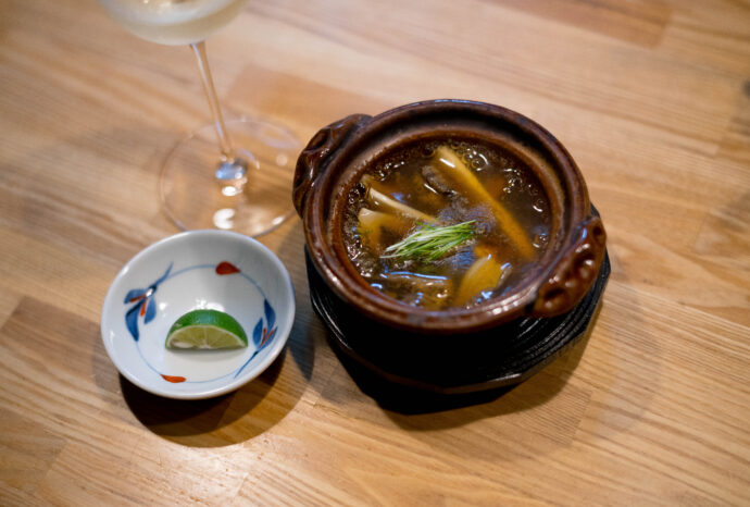 手打ちうどん かとう TEUCHIUDON KATOH テウチウドンカトウ うどん てんぷら おでん 地酒 ワイン 太閤通 愛知県名古屋市中村区太閤通3-26
（株）富屋酒店 かぶしきがいしゃ とみやさけてん カブシキガイシャ　トミヤサケテン TOMIYA SAKETEN 　愛知県名古屋市瑞穂区上坂町1-41-2　地酒屋　豊盃　HOUHAI ほうはい　ホーハイ　三浦酒造  MIURASHUZO日高見　ひたかみ　ヒタカミ HITAKAMI  平孝酒造　HIRAKOSHUZO 天の戸 アマノト　あまのと　AMANOTO　浅舞酒造ASAMAISHUZO　飛露喜 HIROKISHUZOHONTEN　廣木酒造本店　HIROK　大那 DAINA　ダイナ　だいな　菊の里酒造　KIKUNOSATOSHUZO　旭興　KYOKUKO　きょくこう　キョクコウ　渡邉酒造　WATANABESHUZO　仙禽 SENKIN　せんきん　センキン（株）せんきん SENKIN鶴齢　カクレイ　かくれい KAKUREI　青木酒造　AOKISHUZO謙信 ケンシン　けんしん KENSHIN池田屋酒造 IKEDAYASHUZO 白岳仙 HAKUGAKUSEN　ハクガクセン　はくがくせん　安本酒造 YASUMOTOSHUZO 群馬泉 グンマイズミ　ぐんまいずみ 島岡酒造 SHIMAOKASHUZO  喜久醉 きくよい キクヨイKIKUYOI 青島酒造 AOSHIMASHUZO 長珍 ちょうちん　チョウチン長珍酒造CHOCHINSHUZO　みねたからみりん　峯寳 味醂　一子相伝 ミネタカラ　いっしそうでん　イッシソウデン　小笠原味醂 OGASAWARA MIRIN

瀧自慢　たきじまん　タキジマン　瀧自慢酒造　TAKIZIMANSHUZO　田光　TABIKA 早川酒造  HAYAKAWASHUZO　作　ZAKU ざく ザク 清水清三郎商店 SHIMIZUSEIZABUROSHOTEN  篠峯　櫛羅　しのみね　シノミネ　くじら　クジラ　千代酒造　CHIYOSHUZO　雑賀　さいか　サイカ　九重雑賀  KOKONOESAIKA　紀土　鶴梅　無量山　きっど　キッド　KID 　ツルウメ　つるうめ　TURUUME　ムリョウザン　むりょうざん　MURYOZAN　平和酒造　HEIWASHUZO　蒼空　そうくう　ソウクウ　SÔKÛ　藤岡酒造　HUJIOKASHUZO 　宝剣　HOUKEN  宝剣酒造　ほうけんしゅぞう　ホウケンシュゾウ　HOKENSHUZO　清酒竹鶴　小笹屋竹鶴　せいしゅたけつる　セイシュタケツル　おささやたけつる　オササヤタケツル　竹鶴酒造　TAKETURUSHUZO
石鎚　いしづち　イシヅチ　石鎚酒造　ISHIDUCHISHUZO　土佐しらぎく　とさしらぎく　トサシラギク　仙頭酒造場　せんとうしゅぞうじょう　SENDOSHUZOZYO
　
 ブルゴーニュワイン　BOURGOGNE  ボルドーワイン　BORDEAUXカリフォルニアワイン CALIFORNIA  シャンパーニュ  SHAMPAGNEアルザスワイン ALSACE ドイツワイン WEIN GERMAN WINE 専門店　ライカM11　ズミルックス50　レンズ　代表　上田豊二　　きき酒師　焼酎アドバイザー　シャンパーニュシュヴァリエ　堀田駅より徒歩10分　熱田神宮駅より徒歩10分
市バス　牛巻より徒歩３分　地下鉄堀田駅より徒歩１５分　名古屋高速堀田出口より車で２分　牛巻交差点より徒歩５分　レトロ街並み　瓦屋根　裏道　大通りより二本入る　CLASSIC CARクラッシックカー CLASSIC BIKE　クラッシックバイク INTERIA　インテリア　　FASHION　ファッション　MUSIC　音楽　LOVE　SAKE SHOP　酒屋
センス　クリエイト　おたく　　MANIAマニア MOVIE　映画　CINEMA シネマ　2024年春オープン予定 いいねタウン瑞穂 iiNE マルシェ内　グランクレア瑞穂 いいねタウン瑞穂  愛知県名古屋市瑞穂区宝田町四丁目2番、3番2　春敲町三丁目23番1（地番） 魚太郎　UOTARO MIZUHO うおたろう　ウオタロウ　なごやみずほてん　ナゴヤミズホテン　 名古屋瑞穂店  車で1分　徒歩5分　丸明 瑞穂店  MARUAKI MIZUHO　マルアキ ミズホテン　まるあき みずほてん　 徒歩10分　車3分　焼肉 美奈登  ヤキニクミナト　やきにくみなと YAKINIKU MINATO 車で2分　徒歩10分  どての品川　DOTENO SHINAGAWA　ドテノシナガワ　どてのしながわ　車で30秒　徒歩1分昇福亭　SHOHUKUTEI しょうふくてい　ショウフクテイ 街中華　マニア　大盛り　個性派  車で5分　徒歩15分  名店 近くにたくさんあり　堀田バンザイ　牛巻バンザイ　名古屋のへそ



