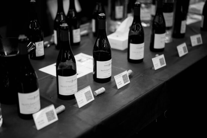 アンリジロージャパン 東京試飲会  2025年10月28日(火) 虎ノ門  グローバル東京本社 
(株)富屋酒店 かぶしきがいしゃ とみやさけてん カブシキガイシャ トミヤサケテン TOMIYA SAKETEN  愛知県名古屋市瑞穂区上坂町1-41-2 地酒屋 豊盃 HOUHAI ほうはい ホーハイ 三浦酒造  MIURASHUZO日高見 ひたかみ ヒタカミ HITAKAMI  平孝酒造 HIRAKOSHUZO 天の戸 アマノト あまのと AMANOTO 浅舞酒造ASAMAISHUZO 飛露喜 HIROKISHUZOHONTEN 廣木酒造本店 HIROK 大那 DAINA ダイナ だいな 菊の里酒造 KIKUNOSATOSHUZO 旭興 KYOKUKO きょくこう キョクコウ 渡邉酒造 WATANABESHUZO 仙禽 SENKIN せんきん センキン(株)せんきん SENKIN鶴齢 カクレイ かくれい KAKUREI 青木酒造 AOKISHUZO謙信 ケンシン けんしん KENSHIN池田屋酒造 IKEDAYASHUZO 白岳仙 HAKUGAKUSEN ハクガクセン はくがくせん 安本酒造 YASUMOTOSHUZO 群馬泉 グンマイズミ ぐんまいずみ 島岡酒造 SHIMAOKASHUZO  喜久醉 きくよい キクヨイKIKUYOI 青島酒造 AOSHIMASHUZO 長珍 ちょうちん チョウチン長珍酒造CHOCHINSHUZO みねたからみりん 峯寳 味醂 一子相伝 ミネタカラ いっしそうでん イッシソウデン 小笠原味醂 OGASAWARA MIRIN
瀧自慢 たきじまん タキジマン 瀧自慢酒造 TAKIZIMANSHUZO 田光 TABIKA 早川酒造  HAYAKAWASHUZO 作 ZAKU ざく ザク 清水清三郎商店 SHIMIZUSEIZABUROSHOTEN  篠峯 櫛羅 しのみね シノミネ くじら クジラ 千代酒造 CHIYOSHUZO 雑賀 さいか サイカ 九重雑賀  KOKONOESAIKA 紀土 鶴梅 無量山 きっど キッド KID  ツルウメ つるうめ TURUUME ムリョウザン むりょうざん MURYOZAN 平和酒造 HEIWASHUZO 蒼空 そうくう ソウクウ SÔKÛ 藤岡酒造 HUJIOKASHUZO  宝剣 HOUKEN  宝剣酒造 ほうけんしゅぞう ホウケンシュゾウ HOKENSHUZO 清酒竹鶴 小笹屋竹鶴 せいしゅたけつる セイシュタケツル おささやたけつる オササヤタケツル 竹鶴酒造 TAKETURUSHUZO
石鎚 いしづち イシヅチ 石鎚酒造 ISHIDUCHISHUZO 土佐しらぎく とさしらぎく トサシラギク 仙頭酒造場 せんとうしゅぞうじょう SENDOSHUZOZYO
 
 ブルゴーニュワイン BOURGOGNE  ボルドーワイン BORDEAUXカリフォルニアワイン CALIFORNIA  シャンパーニュ  SHAMPAGNEアルザスワイン ALSACE ドイツワイン WEIN GERMAN WINE 専門店 ライカM11 ズミルックス50 レンズ 代表 上田豊二  きき酒師 焼酎アドバイザー シャンパーニュシュヴァリエ 堀田駅より徒歩10分 熱田神宮駅より徒歩10分
市バス 牛巻より徒歩3分 地下鉄堀田駅より徒歩15分 名古屋高速堀田出口より車で2分 牛巻交差点より徒歩5分 レトロ街並み 瓦屋根 裏道 大通りより二本入る CLASSIC CARクラッシックカー CLASSIC BIKE クラッシックバイク INTERIA インテリア  FASHION ファッション MUSIC 音楽 LOVE SAKE SHOP 酒屋
センス クリエイト おたく  MANIAマニア MOVIE 映画 CINEMA シネマ 2024年春オープン予定 いいねタウン瑞穂 iiNE マルシェ内 グランクレア瑞穂 いいねタウン瑞穂  愛知県名古屋市瑞穂区宝田町四丁目2番、3番2 春敲町三丁目23番1(地番) 魚太郎 UOTARO MIZUHO うおたろう ウオタロウ なごやみずほてん ナゴヤミズホテン  名古屋瑞穂店  車で1分 徒歩5分 丸明 瑞穂店  MARUAKI MIZUHO マルアキ ミズホテン まるあき みずほてん  徒歩10分 車3分 焼肉 美奈登  ヤキニクミナト やきにくみなと YAKINIKU MINATO 車で2分 徒歩10分  どての品川 DOTENO SHINAGAWA ドテノシナガワ どてのしながわ 車で30秒 徒歩1分昇福亭 SHOHUKUTEI しょうふくてい ショウフクテイ 街中華 マニア 大盛り 個性派  車で5分 徒歩15分  名店 近くにたくさんあり 堀田バンザイ 牛巻バンザイ 名古屋のへそ