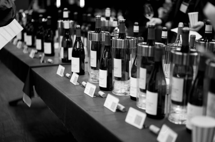 アンリジロージャパン 東京試飲会  2025年10月28日(火) 虎ノ門  グローバル東京本社 
(株)富屋酒店 かぶしきがいしゃ とみやさけてん カブシキガイシャ トミヤサケテン TOMIYA SAKETEN  愛知県名古屋市瑞穂区上坂町1-41-2 地酒屋 豊盃 HOUHAI ほうはい ホーハイ 三浦酒造  MIURASHUZO日高見 ひたかみ ヒタカミ HITAKAMI  平孝酒造 HIRAKOSHUZO 天の戸 アマノト あまのと AMANOTO 浅舞酒造ASAMAISHUZO 飛露喜 HIROKISHUZOHONTEN 廣木酒造本店 HIROK 大那 DAINA ダイナ だいな 菊の里酒造 KIKUNOSATOSHUZO 旭興 KYOKUKO きょくこう キョクコウ 渡邉酒造 WATANABESHUZO 仙禽 SENKIN せんきん センキン(株)せんきん SENKIN鶴齢 カクレイ かくれい KAKUREI 青木酒造 AOKISHUZO謙信 ケンシン けんしん KENSHIN池田屋酒造 IKEDAYASHUZO 白岳仙 HAKUGAKUSEN ハクガクセン はくがくせん 安本酒造 YASUMOTOSHUZO 群馬泉 グンマイズミ ぐんまいずみ 島岡酒造 SHIMAOKASHUZO  喜久醉 きくよい キクヨイKIKUYOI 青島酒造 AOSHIMASHUZO 長珍 ちょうちん チョウチン長珍酒造CHOCHINSHUZO みねたからみりん 峯寳 味醂 一子相伝 ミネタカラ いっしそうでん イッシソウデン 小笠原味醂 OGASAWARA MIRIN
瀧自慢 たきじまん タキジマン 瀧自慢酒造 TAKIZIMANSHUZO 田光 TABIKA 早川酒造  HAYAKAWASHUZO 作 ZAKU ざく ザク 清水清三郎商店 SHIMIZUSEIZABUROSHOTEN  篠峯 櫛羅 しのみね シノミネ くじら クジラ 千代酒造 CHIYOSHUZO 雑賀 さいか サイカ 九重雑賀  KOKONOESAIKA 紀土 鶴梅 無量山 きっど キッド KID  ツルウメ つるうめ TURUUME ムリョウザン むりょうざん MURYOZAN 平和酒造 HEIWASHUZO 蒼空 そうくう ソウクウ SÔKÛ 藤岡酒造 HUJIOKASHUZO  宝剣 HOUKEN  宝剣酒造 ほうけんしゅぞう ホウケンシュゾウ HOKENSHUZO 清酒竹鶴 小笹屋竹鶴 せいしゅたけつる セイシュタケツル おささやたけつる オササヤタケツル 竹鶴酒造 TAKETURUSHUZO
石鎚 いしづち イシヅチ 石鎚酒造 ISHIDUCHISHUZO 土佐しらぎく とさしらぎく トサシラギク 仙頭酒造場 せんとうしゅぞうじょう SENDOSHUZOZYO
 
 ブルゴーニュワイン BOURGOGNE  ボルドーワイン BORDEAUXカリフォルニアワイン CALIFORNIA  シャンパーニュ  SHAMPAGNEアルザスワイン ALSACE ドイツワイン WEIN GERMAN WINE 専門店 ライカM11 ズミルックス50 レンズ 代表 上田豊二  きき酒師 焼酎アドバイザー シャンパーニュシュヴァリエ 堀田駅より徒歩10分 熱田神宮駅より徒歩10分
市バス 牛巻より徒歩3分 地下鉄堀田駅より徒歩15分 名古屋高速堀田出口より車で2分 牛巻交差点より徒歩5分 レトロ街並み 瓦屋根 裏道 大通りより二本入る CLASSIC CARクラッシックカー CLASSIC BIKE クラッシックバイク INTERIA インテリア  FASHION ファッション MUSIC 音楽 LOVE SAKE SHOP 酒屋
センス クリエイト おたく  MANIAマニア MOVIE 映画 CINEMA シネマ 2024年春オープン予定 いいねタウン瑞穂 iiNE マルシェ内 グランクレア瑞穂 いいねタウン瑞穂  愛知県名古屋市瑞穂区宝田町四丁目2番、3番2 春敲町三丁目23番1(地番) 魚太郎 UOTARO MIZUHO うおたろう ウオタロウ なごやみずほてん ナゴヤミズホテン  名古屋瑞穂店  車で1分 徒歩5分 丸明 瑞穂店  MARUAKI MIZUHO マルアキ ミズホテン まるあき みずほてん  徒歩10分 車3分 焼肉 美奈登  ヤキニクミナト やきにくみなと YAKINIKU MINATO 車で2分 徒歩10分  どての品川 DOTENO SHINAGAWA ドテノシナガワ どてのしながわ 車で30秒 徒歩1分昇福亭 SHOHUKUTEI しょうふくてい ショウフクテイ 街中華 マニア 大盛り 個性派  車で5分 徒歩15分  名店 近くにたくさんあり 堀田バンザイ 牛巻バンザイ 名古屋のへそ