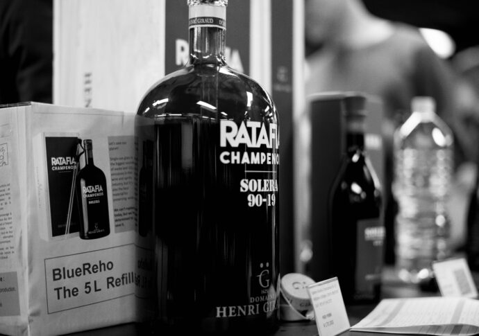 アンリジロージャパン 東京試飲会  2025年10月28日(火) 虎ノ門  グローバル東京本社 
(株)富屋酒店 かぶしきがいしゃ とみやさけてん カブシキガイシャ トミヤサケテン TOMIYA SAKETEN  愛知県名古屋市瑞穂区上坂町1-41-2 地酒屋 豊盃 HOUHAI ほうはい ホーハイ 三浦酒造  MIURASHUZO日高見 ひたかみ ヒタカミ HITAKAMI  平孝酒造 HIRAKOSHUZO 天の戸 アマノト あまのと AMANOTO 浅舞酒造ASAMAISHUZO 飛露喜 HIROKISHUZOHONTEN 廣木酒造本店 HIROK 大那 DAINA ダイナ だいな 菊の里酒造 KIKUNOSATOSHUZO 旭興 KYOKUKO きょくこう キョクコウ 渡邉酒造 WATANABESHUZO 仙禽 SENKIN せんきん センキン(株)せんきん SENKIN鶴齢 カクレイ かくれい KAKUREI 青木酒造 AOKISHUZO謙信 ケンシン けんしん KENSHIN池田屋酒造 IKEDAYASHUZO 白岳仙 HAKUGAKUSEN ハクガクセン はくがくせん 安本酒造 YASUMOTOSHUZO 群馬泉 グンマイズミ ぐんまいずみ 島岡酒造 SHIMAOKASHUZO  喜久醉 きくよい キクヨイKIKUYOI 青島酒造 AOSHIMASHUZO 長珍 ちょうちん チョウチン長珍酒造CHOCHINSHUZO みねたからみりん 峯寳 味醂 一子相伝 ミネタカラ いっしそうでん イッシソウデン 小笠原味醂 OGASAWARA MIRIN
瀧自慢 たきじまん タキジマン 瀧自慢酒造 TAKIZIMANSHUZO 田光 TABIKA 早川酒造  HAYAKAWASHUZO 作 ZAKU ざく ザク 清水清三郎商店 SHIMIZUSEIZABUROSHOTEN  篠峯 櫛羅 しのみね シノミネ くじら クジラ 千代酒造 CHIYOSHUZO 雑賀 さいか サイカ 九重雑賀  KOKONOESAIKA 紀土 鶴梅 無量山 きっど キッド KID  ツルウメ つるうめ TURUUME ムリョウザン むりょうざん MURYOZAN 平和酒造 HEIWASHUZO 蒼空 そうくう ソウクウ SÔKÛ 藤岡酒造 HUJIOKASHUZO  宝剣 HOUKEN  宝剣酒造 ほうけんしゅぞう ホウケンシュゾウ HOKENSHUZO 清酒竹鶴 小笹屋竹鶴 せいしゅたけつる セイシュタケツル おささやたけつる オササヤタケツル 竹鶴酒造 TAKETURUSHUZO
石鎚 いしづち イシヅチ 石鎚酒造 ISHIDUCHISHUZO 土佐しらぎく とさしらぎく トサシラギク 仙頭酒造場 せんとうしゅぞうじょう SENDOSHUZOZYO
 
 ブルゴーニュワイン BOURGOGNE  ボルドーワイン BORDEAUXカリフォルニアワイン CALIFORNIA  シャンパーニュ  SHAMPAGNEアルザスワイン ALSACE ドイツワイン WEIN GERMAN WINE 専門店 ライカM11 ズミルックス50 レンズ 代表 上田豊二  きき酒師 焼酎アドバイザー シャンパーニュシュヴァリエ 堀田駅より徒歩10分 熱田神宮駅より徒歩10分
市バス 牛巻より徒歩3分 地下鉄堀田駅より徒歩15分 名古屋高速堀田出口より車で2分 牛巻交差点より徒歩5分 レトロ街並み 瓦屋根 裏道 大通りより二本入る CLASSIC CARクラッシックカー CLASSIC BIKE クラッシックバイク INTERIA インテリア  FASHION ファッション MUSIC 音楽 LOVE SAKE SHOP 酒屋
センス クリエイト おたく  MANIAマニア MOVIE 映画 CINEMA シネマ 2024年春オープン予定 いいねタウン瑞穂 iiNE マルシェ内 グランクレア瑞穂 いいねタウン瑞穂  愛知県名古屋市瑞穂区宝田町四丁目2番、3番2 春敲町三丁目23番1(地番) 魚太郎 UOTARO MIZUHO うおたろう ウオタロウ なごやみずほてん ナゴヤミズホテン  名古屋瑞穂店  車で1分 徒歩5分 丸明 瑞穂店  MARUAKI MIZUHO マルアキ ミズホテン まるあき みずほてん  徒歩10分 車3分 焼肉 美奈登  ヤキニクミナト やきにくみなと YAKINIKU MINATO 車で2分 徒歩10分  どての品川 DOTENO SHINAGAWA ドテノシナガワ どてのしながわ 車で30秒 徒歩1分昇福亭 SHOHUKUTEI しょうふくてい ショウフクテイ 街中華 マニア 大盛り 個性派  車で5分 徒歩15分  名店 近くにたくさんあり 堀田バンザイ 牛巻バンザイ 名古屋のへそ