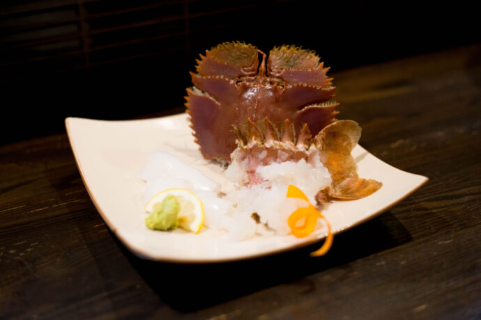 亜紗 本店 長崎県長崎市恵美須町4-8-1 1f  居酒屋 ゲキウマ  人気店　あさほんてん ASA HONTEN アサホンテン
 （株）富屋酒店 かぶしきがいしゃ とみやさけてん カブシキガイシャ　トミヤサケテン TOMIYA SAKETEN 　愛知県名古屋市瑞穂区上坂町1-41-2　地酒屋　豊盃　HOUHAI ほうはい　ホーハイ　三浦酒造  MIURASHUZO日高見　ひたかみ　ヒタカミ HITAKAMI  平孝酒造　HIRAKOSHUZO 天の戸 アマノト　あまのと　AMANOTO　浅舞酒造ASAMAISHUZO　飛露喜 HIROKISHUZOHONTEN　廣木酒造本店　HIROK　大那 DAINA　ダイナ　だいな　菊の里酒造　KIKUNOSATOSHUZO　旭興　KYOKUKO　きょくこう　キョクコウ　渡邉酒造　WATANABESHUZO　仙禽 SENKIN　せんきん　センキン（株）せんきん SENKIN鶴齢　カクレイ　かくれい KAKUREI　青木酒造　AOKISHUZO謙信 ケンシン　けんしん KENSHIN池田屋酒造 IKEDAYASHUZO 白岳仙 HAKUGAKUSEN　ハクガクセン　はくがくせん　安本酒造 YASUMOTOSHUZO 群馬泉 グンマイズミ　ぐんまいずみ 島岡酒造 SHIMAOKASHUZO  喜久醉 きくよい キクヨイKIKUYOI 青島酒造 AOSHIMASHUZO 長珍 ちょうちん　チョウチン長珍酒造CHOCHINSHUZO　みねたからみりん　峯寳 味醂　一子相伝 ミネタカラ　いっしそうでん　イッシソウデン　小笠原味醂 OGASAWARA MIRIN

瀧自慢　たきじまん　タキジマン　瀧自慢酒造　TAKIZIMANSHUZO　田光　TABIKA 早川酒造  HAYAKAWASHUZO　作　ZAKU ざく ザク 清水清三郎商店 SHIMIZUSEIZABUROSHOTEN  篠峯　櫛羅　しのみね　シノミネ　くじら　クジラ　千代酒造　CHIYOSHUZO　雑賀　さいか　サイカ　九重雑賀  KOKONOESAIKA　紀土　鶴梅　無量山　きっど　キッド　KID 　ツルウメ　つるうめ　TURUUME　ムリョウザン　むりょうざん　MURYOZAN　平和酒造　HEIWASHUZO　蒼空　そうくう　ソウクウ　SÔKÛ　藤岡酒造　HUJIOKASHUZO 　宝剣　HOUKEN  宝剣酒造　ほうけんしゅぞう　ホウケンシュゾウ　HOKENSHUZO　清酒竹鶴　小笹屋竹鶴　せいしゅたけつる　セイシュタケツル　おささやたけつる　オササヤタケツル　竹鶴酒造　TAKETURUSHUZO
石鎚　いしづち　イシヅチ　石鎚酒造　ISHIDUCHISHUZO　土佐しらぎく　とさしらぎく　トサシラギク　仙頭酒造場　せんとうしゅぞうじょう　SENDOSHUZOZYO
　
 ブルゴーニュワイン　BOURGOGNE  ボルドーワイン　BORDEAUXカリフォルニアワイン CALIFORNIA  シャンパーニュ  SHAMPAGNEアルザスワイン ALSACE ドイツワイン WEIN GERMAN WINE 専門店　ライカM11　ズミルックス50　レンズ　代表　上田豊二　　きき酒師　焼酎アドバイザー　シャンパーニュシュヴァリエ　堀田駅より徒歩10分　熱田神宮駅より徒歩10分
市バス　牛巻より徒歩３分　地下鉄堀田駅より徒歩１５分　名古屋高速堀田出口より車で２分　牛巻交差点より徒歩５分　レトロ街並み　瓦屋根　裏道　大通りより二本入る　CLASSIC CARクラッシックカー CLASSIC BIKE　クラッシックバイク INTERIA　インテリア　　FASHION　ファッション　MUSIC　音楽　LOVE　SAKE SHOP　酒屋
センス　クリエイト　おたく　　MANIAマニア MOVIE　映画　CINEMA シネマ　2024年春オープン予定 いいねタウン瑞穂 iiNE マルシェ内　グランクレア瑞穂 いいねタウン瑞穂  愛知県名古屋市瑞穂区宝田町四丁目2番、3番2　春敲町三丁目23番1（地番） 魚太郎　UOTARO MIZUHO うおたろう　ウオタロウ　なごやみずほてん　ナゴヤミズホテン　 名古屋瑞穂店  車で1分　徒歩5分　丸明 瑞穂店  MARUAKI MIZUHO　マルアキ ミズホテン　まるあき みずほてん　 徒歩10分　車3分　焼肉 美奈登  ヤキニクミナト　やきにくみなと YAKINIKU MINATO 車で2分　徒歩10分  どての品川　DOTENO SHINAGAWA　ドテノシナガワ　どてのしながわ　車で30秒　徒歩1分昇福亭　SHOHUKUTEI しょうふくてい　ショウフクテイ 街中華　マニア　大盛り　個性派  車で5分　徒歩15分  名店 近くにたくさんあり　堀田バンザイ　牛巻バンザイ　名古屋のへそ

