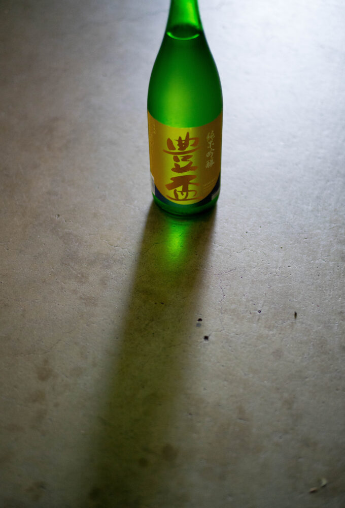 豊盃 純米しぼりたて 直汲み 無濾過生原酒 純米大吟醸 つるし酒
限定品 限定流通 桐箱入り 高級 地元 商談 必須 希少品 レア
三浦酒造 株式会社 青森 弘前 大磐山 伏流水 自社精米 ん 花筏
みうらしゅぞう ほうはい MIURASHYUZO HOUHAI にごり生酒
旨辛口 ドライ 辛いけど辛くない 豊盃流 定義の回答
発泡注意 活性にごり酒 ガス感 720mlサイズ展開 冬季限定
レインボーラベル 豊盃米39%精米 弘前産契約栽培米 唯一無二
PATISSERIE酒 パティスリー酒 甘口酒 もう一度飲みたい豊盃
アンケート 人気ランキング 堂々一位 再チャレンジタンク
青森県弘前市出身のアーティスト「GOMA」(小玉倫也)さん
GOMAさんには二つの障がいがあります。 HANAIKADA
一つは文字を読むことが困難な「ディスレクシア」 はないかだ
文字は図形に見えると言います。華想い 無濾過生酒 はなおもい
一文字ずつ指でなぞって読むとなんとか読めますが、
少し文字から離れると、象形文字のように分解して見えます。
そしてもうひとつがADHD(注意欠如多動症)。
周囲になじめず何となく周囲の街を油性ペンを使って
白黒の絵を描きはじめましたのが始まりです。
弘前市で保育士として3年勤務し、その後秋田公立美術工芸短期大学に入学。
入学後、すぐ頭角を現し、アメリカ・マイアミより招待を受け渡米。
帰国後はライブアートや展示会の依頼が殺到し、全国を飛び回る。
卒業後本格的にアーティスト活動を開始。有名企業とのコラボレーションや、
TV出演、海外などでのライブアートを行う。2015年には
JAPAN EXPO PARISにアーティストとして出演しライブアートを行う。
その大胆かつ繊細な画風からクレイジーモンスターと呼ばれる。2022年GOMA
(青森県七戸町)個人大規模展覧会開催。すかいらーくグループとコラボ。
テレビ出演 世界の果てまでイッテQ「エンターテイナー手越」スプレーアー
(日本テレビ 一滴の向こう側「僕は文字が読めないアーティスト」(BSフジ)
ドキュメント「GOMAが生まれた理由(わけ)文字が読めないアーティスト」(森放送)青森県弘前市大字石渡5丁目1番地1 ダンチュウ 三浦兄弟 地元人気「次世代の十四代はこれだ」 選出 優勝 弘前城 限定酒 地元愛 豊盃米 華吹雪 55%精米 唯一無二酒米 青森産 MADE-IN-AOMORIHIROSAKI 入手困難 名古屋唯一 当店看板蔵元 大人気 魚介最適純米酒株式会社富屋酒店 TOMIYA SAKETEN NAGOYA カブシキカイシャトミヤサケテン 愛知県名古屋市瑞穂区上坂町1-41-2 特約店 特約流通 地酒 ワイン 専門店ライカM11 ズミルックス50 レンズ
特等豊盃米の最高のポテンシャルに刮目。「豊盃 HOUHAI 純米大吟醸 <米米ラベル MAIMAI LABEL> 2023」
大画師 曽我篤 ソガアツシ そがあつし SOGA ATUSHI 2012年、セール中のカリグラフィーペン購入をきっかけにカリグラファーの独学を始める。2017年、第46回国債書道連盟店で受賞したことをきっかけにカリグラファーとして本格活動開始、世界中の様々な文字を用いた創作活動を行う。2020年のコロナ渦中、手書き文字による絵画的表現を試行錯誤の末に習得、その表現方法で制作された作品を「文画」と命名(登録商標番号6690406)、様々な文画の制作を精力的に行っている。青森県西目屋村生まれ、東京在住。しっかりと本来の熟がのった<TOMIYA ORIGINAL>アキノサケ。「豊盃 HOUHAI 純米吟醸 <月秋 GESHHYU> 2023」フレッシュさ満載で今期一番ノリの直汲みシンシュ 「豊盃 HOUHAI 純米吟醸 豊盃米 <直汲み 無濾過生原酒 UNFILTERED SAKE> 2023」特に鮮度バツグンな魚介LOVERにはたまらない逸品 (株)富屋酒店 かぶしきがいしゃ とみやさけてん カブシキガイシャ トミヤサケテン TOMIYA SAKETEN 愛知県名古屋市瑞穂区上坂町1-41-2 地酒屋 豊盃 HOUHAI ほうはい ホーハイ 三浦酒造 MIURASHUZO日高見 ひたかみ ヒタカミ HITAKAMI 平孝酒造 HIRAKOSHUZO 天の戸 アマノト あまのと AMANOTO 浅舞酒造 ASAMAISHUZO 大那 DAINA ダイナ だいな 菊の里酒造 KIKUNOSATOSHUZO 旭興 KYOKUKO きょくこう キョクコウ 渡邉酒造 WATANABESHUZO 仙禽 SENKIN せんきん センキン(株)せんきん SENKIN鶴齢 カクレイ かくれい KAKUREI 青木酒造 AOKISHUZO謙信 ケンシン けんしん KENSHIN池田屋酒造 IKEDAYASHUZO 白岳仙 HAKUGAKUSEN ハクガクセン はくがくせん 安本酒造 YASUMOTOSHUZO 群馬泉 グンマイズミ ぐんまいずみ 島岡酒造 SHIMAOKASHUZO 喜久醉 きくよい キクヨイKIKUYOI 青島酒造 AOSHIMASHUZO 長珍 ちょうちん チョウチン長珍酒造CHOCHINSHUZO みねたからみりん 峯寳 味醂 一子相伝 ミネタカラ いっしそうでん イッシソウデン 小笠原味醂 OGASAWARA MIRIN
瀧自慢 たきじまん タキジマン 瀧自慢酒造 TAKIZIMANSHUZO 田光 TABIKA 早川酒造 HAYAKAWASHUZO 作 ZAKU ざく ザク 清水清三郎商店 SHIMIZUSEIZABUROSHOTEN 篠峯 櫛羅 しのみね シノミネ くじら クジラ 千代酒造 CHIYOSHUZO 雑賀 さいか サイカ 九重雑賀 KOKONOESAIKA 紀土 鶴梅 無量山 きっど キッド KID ツルウメ つるうめ TURUUME ムリョウザン むりょうざん MURYOZAN 平和酒造 HEIWASHUZO 蒼空 そうくう ソウクウ SÔKÛ 藤岡酒造 HUJIOKASHUZO 宝剣 HOUKEN 宝剣酒造 ほうけんしゅぞう ホウケンシュゾウ HOKENSHUZO 清酒竹鶴 小笹屋竹鶴 せいしゅたけつる セイシュタケツル おささやたけつる オササヤタケツル 竹鶴酒造 TAKETURUSHUZO
石鎚 いしづち イシヅチ 石鎚酒造 ISHIDUCHISHUZO 土佐しらぎく とさしらぎく トサシラギク 仙頭酒造場 せんとうしゅぞうじょう SENDOSHUZOZYO
ブルゴーニュワイン BOURGOGNE ボルドーワイン BORDEAUXカリフォルニアワイン CALIFORNIA シャンパーニュ SHAMPAGNEアルザスワイン ALSACE ドイツワイン WEIN GERMAN WINE 専門店 ライカM11 ズミルックス50 レンズ 代表 上田豊二 きき酒師 焼酎アドバイザー シャンパーニュシュヴァリエ 堀田駅より徒歩10分 熱田神宮駅より徒歩10分
市バス 牛巻より徒歩3分 地下鉄堀田駅より徒歩15分 名古屋高速堀田出口より車で2分 牛巻交差点より徒歩5分 レトロ街並み 瓦屋根 裏道 大通りより二本入る CLASSIC CARクラッシックカー CLASSIC BIKE クラッシックバイク INTERIA インテリア FASHION ファッション MUSIC 音楽 LOVE SAKE SHOP 酒屋
センス クリエイト おたく MANIAマニア MOVIE 映画 CINEMA シネマ 2024年春オープン予定 いいねタウン瑞穂 iiNE マルシェ内 グランクレア瑞穂 いいねタウン瑞穂 愛知県名古屋市瑞穂区宝田町四丁目2番、3番2 春敲町三丁目23番1(地番) 魚太郎 UOTARO MIZUHO うおたろう ウオタロウ なごやみずほてん ナゴヤミズホテン 名古屋瑞穂店 車で1分 徒歩5分 丸明 瑞穂店 MARUAKI MIZUHO マルアキ ミズホテン まるあき みずほてん 徒歩10分 車3分 焼肉 美奈登 ヤキニクミナト やきにくみなと YAKINIKU MINATO 車で2分 徒歩10分 どての品川 DOTENO SHINAGAWA ドテノシナガワ どてのしながわ 車で30秒 徒歩1分昇福亭 SHOHUKUTEI しょうふくてい ショウフクテイ 街中華 マニア 大盛り 個性派 車で5分 徒歩15分 名店 近くにたくさんあり 堀田バンザイ 牛巻バンザイ 名古屋のへそ 弘前の文化を愛おしみながら味わう品格と艶感溢れる味わいを「豊盃 HOUHAI 純米大吟醸 <こぎん刺し ラベル KOFGINSASHI> 2023」今年も極上の『旨し』を引っさげ名古屋に降臨 「豊盃 HOUHAI <純米しぼりたて SHIBORITATE> 無濾過生原酒 R5BY」ゲンキハツラツ 今年も弾けるカッセイニゴリ 「豊盃 HOUHAI 特別純米 <にごり生酒 SNOW> R5BY」華想いの究極の味わいをこの年末年始 存分に 「豊盃 HOUHAI 純米大吟醸 <華想い30 HANAOMOI> 2023」怪しげな輝くが至福の感動の味わいを呼び覚ます「豊盃 HOUHAI 純米大吟醸 <REINBOW レインボーボトル> 生酒 R5BY」怪しげな輝きが至福の感動の味わいを呼び覚ます「豊盃 HOUHAI 純米大吟醸 <REINBOW レインボーボトル> 生酒 R5BY」カメノヲの個性を 爽快にシャープに味わう弾ける活性にごり酒 「豊盃 HOUHAI 純米 <亀の尾 KAMENO O> 活性にごり酒 R5BY」「もう一度飲みたい豊盃リクエスト」堂々一位作品の作品に再々チャレンジ 日本酒の新たな可能性を示唆する心躍る大人のデザート酒 『豊盃 PATISSRIE酒(デザート甘口酒) パティスリー酒 再々チャレンジタンク R5BY』豊盃流 春の弘前公園に咲きみだれる桜のように美しき味わい 「豊盃 HOUHAI 純米吟醸 <花筏 HANAIKADA> R5BY」熟成により さらに豊かに膨らんだ旨味を存分に味わいたい「豊盃 HOUHAI <純米しぼりたて SHIBORITATE> 無濾過生原酒 R5BY 【半年熟成バージョン】」発売開始いたします華やかさと味わいのバランスと耐久性の高さが超絶魅力の定番酒 「豊盃 HOUHAI 純米吟醸 <豊盃米55 HOUHAIMAI 55>