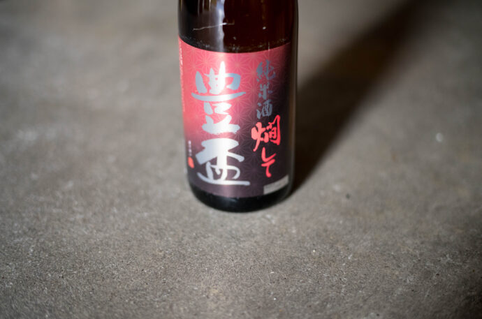 豊盃 純米しぼりたて 直汲み 無濾過生原酒 純米大吟醸 つるし酒
限定品 限定流通 桐箱入り 高級 地元 商談 必須 希少品 レア
三浦酒造 株式会社 青森 弘前 大磐山 伏流水 自社精米 ん 花筏
みうらしゅぞう ほうはい MIURASHYUZO HOUHAI にごり生酒
旨辛口 ドライ 辛いけど辛くない 豊盃流 定義の回答
発泡注意 活性にごり酒 ガス感 720mlサイズ展開 冬季限定
レインボーラベル 豊盃米39%精米 弘前産契約栽培米 唯一無二
PATISSERIE酒 パティスリー酒 甘口酒 もう一度飲みたい豊盃
アンケート 人気ランキング 堂々一位 再チャレンジタンク
青森県弘前市出身のアーティスト「GOMA」(小玉倫也)さん
GOMAさんには二つの障がいがあります。 HANAIKADA
一つは文字を読むことが困難な「ディスレクシア」 はないかだ
文字は図形に見えると言います。華想い 無濾過生酒 はなおもい
一文字ずつ指でなぞって読むとなんとか読めますが、
少し文字から離れると、象形文字のように分解して見えます。
そしてもうひとつがADHD(注意欠如多動症)。
周囲になじめず何となく周囲の街を油性ペンを使って
白黒の絵を描きはじめましたのが始まりです。
弘前市で保育士として3年勤務し、その後秋田公立美術工芸短期大学に入学。
入学後、すぐ頭角を現し、アメリカ・マイアミより招待を受け渡米。
帰国後はライブアートや展示会の依頼が殺到し、全国を飛び回る。
卒業後本格的にアーティスト活動を開始。有名企業とのコラボレーションや、
TV出演、海外などでのライブアートを行う。2015年には
JAPAN EXPO PARISにアーティストとして出演しライブアートを行う。
その大胆かつ繊細な画風からクレイジーモンスターと呼ばれる。2022年GOMA
(青森県七戸町)個人大規模展覧会開催。すかいらーくグループとコラボ。
テレビ出演 世界の果てまでイッテQ「エンターテイナー手越」スプレーアー
(日本テレビ 一滴の向こう側「僕は文字が読めないアーティスト」(BSフジ)
ドキュメント「GOMAが生まれた理由(わけ)文字が読めないアーティスト」(森放送)青森県弘前市大字石渡5丁目1番地1 ダンチュウ 三浦兄弟 地元人気「次世代の十四代はこれだ」 選出 優勝 弘前城 限定酒 地元愛 豊盃米 華吹雪 55%精米 唯一無二酒米 青森産 MADE-IN-AOMORIHIROSAKI 入手困難 名古屋唯一 当店看板蔵元 大人気 魚介最適純米酒株式会社富屋酒店 TOMIYA SAKETEN NAGOYA カブシキカイシャトミヤサケテン 愛知県名古屋市瑞穂区上坂町1-41-2 特約店 特約流通 地酒 ワイン 専門店ライカM11 ズミルックス50 レンズ
特等豊盃米の最高のポテンシャルに刮目。「豊盃 HOUHAI 純米大吟醸 <米米ラベル MAIMAI LABEL> 2023」
大画師 曽我篤 ソガアツシ そがあつし SOGA ATUSHI 2012年、セール中のカリグラフィーペン購入をきっかけにカリグラファーの独学を始める。2017年、第46回国債書道連盟店で受賞したことをきっかけにカリグラファーとして本格活動開始、世界中の様々な文字を用いた創作活動を行う。2020年のコロナ渦中、手書き文字による絵画的表現を試行錯誤の末に習得、その表現方法で制作された作品を「文画」と命名(登録商標番号6690406)、様々な文画の制作を精力的に行っている。青森県西目屋村生まれ、東京在住。しっかりと本来の熟がのった<TOMIYA ORIGINAL>アキノサケ。「豊盃 HOUHAI 純米吟醸 <月秋 GESHHYU> 2023」フレッシュさ満載で今期一番ノリの直汲みシンシュ 「豊盃 HOUHAI 純米吟醸 豊盃米 <直汲み 無濾過生原酒 UNFILTERED SAKE> 2023」特に鮮度バツグンな魚介LOVERにはたまらない逸品 (株)富屋酒店 かぶしきがいしゃ とみやさけてん カブシキガイシャ トミヤサケテン TOMIYA SAKETEN 愛知県名古屋市瑞穂区上坂町1-41-2 地酒屋 豊盃 HOUHAI ほうはい ホーハイ 三浦酒造 MIURASHUZO日高見 ひたかみ ヒタカミ HITAKAMI 平孝酒造 HIRAKOSHUZO 天の戸 アマノト あまのと AMANOTO 浅舞酒造 ASAMAISHUZO 大那 DAINA ダイナ だいな 菊の里酒造 KIKUNOSATOSHUZO 旭興 KYOKUKO きょくこう キョクコウ 渡邉酒造 WATANABESHUZO 仙禽 SENKIN せんきん センキン(株)せんきん SENKIN鶴齢 カクレイ かくれい KAKUREI 青木酒造 AOKISHUZO謙信 ケンシン けんしん KENSHIN池田屋酒造 IKEDAYASHUZO 白岳仙 HAKUGAKUSEN ハクガクセン はくがくせん 安本酒造 YASUMOTOSHUZO 群馬泉 グンマイズミ ぐんまいずみ 島岡酒造 SHIMAOKASHUZO 喜久醉 きくよい キクヨイKIKUYOI 青島酒造 AOSHIMASHUZO 長珍 ちょうちん チョウチン長珍酒造CHOCHINSHUZO みねたからみりん 峯寳 味醂 一子相伝 ミネタカラ いっしそうでん イッシソウデン 小笠原味醂 OGASAWARA MIRIN
瀧自慢 たきじまん タキジマン 瀧自慢酒造 TAKIZIMANSHUZO 田光 TABIKA 早川酒造 HAYAKAWASHUZO 作 ZAKU ざく ザク 清水清三郎商店 SHIMIZUSEIZABUROSHOTEN 篠峯 櫛羅 しのみね シノミネ くじら クジラ 千代酒造 CHIYOSHUZO 雑賀 さいか サイカ 九重雑賀 KOKONOESAIKA 紀土 鶴梅 無量山 きっど キッド KID ツルウメ つるうめ TURUUME ムリョウザン むりょうざん MURYOZAN 平和酒造 HEIWASHUZO 蒼空 そうくう ソウクウ SÔKÛ 藤岡酒造 HUJIOKASHUZO 宝剣 HOUKEN 宝剣酒造 ほうけんしゅぞう ホウケンシュゾウ HOKENSHUZO 清酒竹鶴 小笹屋竹鶴 せいしゅたけつる セイシュタケツル おささやたけつる オササヤタケツル 竹鶴酒造 TAKETURUSHUZO
石鎚 いしづち イシヅチ 石鎚酒造 ISHIDUCHISHUZO 土佐しらぎく とさしらぎく トサシラギク 仙頭酒造場 せんとうしゅぞうじょう SENDOSHUZOZYO
ブルゴーニュワイン BOURGOGNE ボルドーワイン BORDEAUXカリフォルニアワイン CALIFORNIA シャンパーニュ SHAMPAGNEアルザスワイン ALSACE ドイツワイン WEIN GERMAN WINE 専門店 ライカM11 ズミルックス50 レンズ 代表 上田豊二 きき酒師 焼酎アドバイザー シャンパーニュシュヴァリエ 堀田駅より徒歩10分 熱田神宮駅より徒歩10分
市バス 牛巻より徒歩3分 地下鉄堀田駅より徒歩15分 名古屋高速堀田出口より車で2分 牛巻交差点より徒歩5分 レトロ街並み 瓦屋根 裏道 大通りより二本入る CLASSIC CARクラッシックカー CLASSIC BIKE クラッシックバイク INTERIA インテリア FASHION ファッション MUSIC 音楽 LOVE SAKE SHOP 酒屋
センス クリエイト おたく MANIAマニア MOVIE 映画 CINEMA シネマ 2024年春オープン予定 いいねタウン瑞穂 iiNE マルシェ内 グランクレア瑞穂 いいねタウン瑞穂 愛知県名古屋市瑞穂区宝田町四丁目2番、3番2 春敲町三丁目23番1(地番) 魚太郎 UOTARO MIZUHO うおたろう ウオタロウ なごやみずほてん ナゴヤミズホテン 名古屋瑞穂店 車で1分 徒歩5分 丸明 瑞穂店 MARUAKI MIZUHO マルアキ ミズホテン まるあき みずほてん 徒歩10分 車3分 焼肉 美奈登 ヤキニクミナト やきにくみなと YAKINIKU MINATO 車で2分 徒歩10分 どての品川 DOTENO SHINAGAWA ドテノシナガワ どてのしながわ 車で30秒 徒歩1分昇福亭 SHOHUKUTEI しょうふくてい ショウフクテイ 街中華 マニア 大盛り 個性派 車で5分 徒歩15分 名店 近くにたくさんあり 堀田バンザイ 牛巻バンザイ 名古屋のへそ 弘前の文化を愛おしみながら味わう品格と艶感溢れる味わいを「豊盃 HOUHAI 純米大吟醸 <こぎん刺し ラベル KOFGINSASHI> 2023」今年も極上の『旨し』を引っさげ名古屋に降臨 「豊盃 HOUHAI <純米しぼりたて SHIBORITATE> 無濾過生原酒 R5BY」ゲンキハツラツ 今年も弾けるカッセイニゴリ 「豊盃 HOUHAI 特別純米 <にごり生酒 SNOW> R5BY」華想いの究極の味わいをこの年末年始 存分に 「豊盃 HOUHAI 純米大吟醸 <華想い30 HANAOMOI> 2023」怪しげな輝くが至福の感動の味わいを呼び覚ます「豊盃 HOUHAI 純米大吟醸 <REINBOW レインボーボトル> 生酒 R5BY」怪しげな輝きが至福の感動の味わいを呼び覚ます「豊盃 HOUHAI 純米大吟醸 <REINBOW レインボーボトル> 生酒 R5BY」カメノヲの個性を 爽快にシャープに味わう弾ける活性にごり酒 「豊盃 HOUHAI 純米 <亀の尾 KAMENO O> 活性にごり酒 R5BY」「もう一度飲みたい豊盃リクエスト」堂々一位作品の作品に再々チャレンジ 日本酒の新たな可能性を示唆する心躍る大人のデザート酒 『豊盃 PATISSRIE酒(デザート甘口酒) パティスリー酒 再々チャレンジタンク R5BY』豊盃流 春の弘前公園に咲きみだれる桜のように美しき味わい 「豊盃 HOUHAI 純米吟醸 <花筏 HANAIKADA> R5BY」熟成により さらに豊かに膨らんだ旨味を存分に味わいたい「豊盃 HOUHAI <純米しぼりたて SHIBORITATE> 無濾過生原酒 R5BY 【半年熟成バージョン】」発売開始いたします華やかさと味わいのバランスと耐久性の高さが超絶魅力の定番酒 「豊盃 HOUHAI 純米吟醸 <豊盃米55 HOUHAIMAI 55>