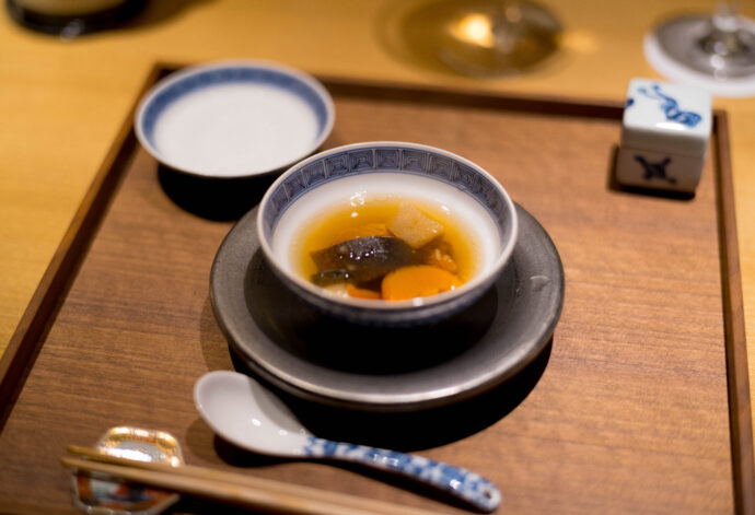 眞善美　しんぜんび シンゼンビ  SHINZENBI  高級中華  PREMIUM CHINESE 愛知県名古屋市東区東桜2-12-34 M's GARDEN2F  （株）富屋酒店 かぶしきがいしゃ とみやさけてん カブシキガイシャ　トミヤサケテン TOMIYA SAKETEN 　愛知県名古屋市瑞穂区上坂町1-41-2　地酒屋　豊盃　HOUHAI ほうはい　ホーハイ　三浦酒造  MIURASHUZO日高見　ひたかみ　ヒタカミ HITAKAMI  平孝酒造　HIRAKOSHUZO 天の戸 アマノト　あまのと　AMANOTO　浅舞酒造ASAMAISHUZO　飛露喜 HIROKISHUZOHONTEN　廣木酒造本店　HIROK　大那 DAINA　ダイナ　だいな　菊の里酒造　KIKUNOSATOSHUZO　旭興　KYOKUKO　きょくこう　キョクコウ　渡邉酒造　WATANABESHUZO　仙禽 SENKIN　せんきん　センキン（株）せんきん SENKIN鶴齢　カクレイ　かくれい KAKUREI　青木酒造　AOKISHUZO謙信 ケンシン　けんしん KENSHIN池田屋酒造 IKEDAYASHUZO 白岳仙 HAKUGAKUSEN　ハクガクセン　はくがくせん　安本酒造 YASUMOTOSHUZO 群馬泉 グンマイズミ　ぐんまいずみ 島岡酒造 SHIMAOKASHUZO  喜久醉 きくよい キクヨイKIKUYOI 青島酒造 AOSHIMASHUZO 長珍 ちょうちん　チョウチン長珍酒造CHOCHINSHUZO　みねたからみりん　峯寳 味醂　一子相伝 ミネタカラ　いっしそうでん　イッシソウデン　小笠原味醂 OGASAWARA MIRIN

瀧自慢　たきじまん　タキジマン　瀧自慢酒造　TAKIZIMANSHUZO　田光　TABIKA 早川酒造  HAYAKAWASHUZO　作　ZAKU ざく ザク 清水清三郎商店 SHIMIZUSEIZABUROSHOTEN  篠峯　櫛羅　しのみね　シノミネ　くじら　クジラ　千代酒造　CHIYOSHUZO　雑賀　さいか　サイカ　九重雑賀  KOKONOESAIKA　紀土　鶴梅　無量山　きっど　キッド　KID 　ツルウメ　つるうめ　TURUUME　ムリョウザン　むりょうざん　MURYOZAN　平和酒造　HEIWASHUZO　蒼空　そうくう　ソウクウ　SÔKÛ　藤岡酒造　HUJIOKASHUZO 　宝剣　HOUKEN  宝剣酒造　ほうけんしゅぞう　ホウケンシュゾウ　HOKENSHUZO　清酒竹鶴　小笹屋竹鶴　せいしゅたけつる　セイシュタケツル　おささやたけつる　オササヤタケツル　竹鶴酒造　TAKETURUSHUZO
石鎚　いしづち　イシヅチ　石鎚酒造　ISHIDUCHISHUZO　土佐しらぎく　とさしらぎく　トサシラギク　仙頭酒造場　せんとうしゅぞうじょう　SENDOSHUZOZYO
　
 ブルゴーニュワイン　BOURGOGNE  ボルドーワイン　BORDEAUXカリフォルニアワイン CALIFORNIA  シャンパーニュ  SHAMPAGNEアルザスワイン ALSACE ドイツワイン WEIN GERMAN WINE 専門店　ライカM11　ズミルックス50　レンズ　代表　上田豊二　　きき酒師　焼酎アドバイザー　シャンパーニュシュヴァリエ　堀田駅より徒歩10分　熱田神宮駅より徒歩10分
市バス　牛巻より徒歩３分　地下鉄堀田駅より徒歩１５分　名古屋高速堀田出口より車で２分　牛巻交差点より徒歩５分　レトロ街並み　瓦屋根　裏道　大通りより二本入る　CLASSIC CARクラッシックカー CLASSIC BIKE　クラッシックバイク INTERIA　インテリア　　FASHION　ファッション　MUSIC　音楽　LOVE　SAKE SHOP　酒屋
センス　クリエイト　おたく　　MANIAマニア MOVIE　映画　CINEMA シネマ　2024年春オープン予定 いいねタウン瑞穂 iiNE マルシェ内　グランクレア瑞穂 いいねタウン瑞穂  愛知県名古屋市瑞穂区宝田町四丁目2番、3番2　春敲町三丁目23番1（地番） 魚太郎　UOTARO MIZUHO うおたろう　ウオタロウ　なごやみずほてん　ナゴヤミズホテン　 名古屋瑞穂店  車で1分　徒歩5分　丸明 瑞穂店  MARUAKI MIZUHO　マルアキ ミズホテン　まるあき みずほてん　 徒歩10分　車3分　焼肉 美奈登  ヤキニクミナト　やきにくみなと YAKINIKU MINATO 車で2分　徒歩10分  どての品川　DOTENO SHINAGAWA　ドテノシナガワ　どてのしながわ　車で30秒　徒歩1分昇福亭　SHOHUKUTEI しょうふくてい　ショウフクテイ 街中華　マニア　大盛り　個性派  車で5分　徒歩15分  名店 近くにたくさんあり　堀田バンザイ　牛巻バンザイ　名古屋のへそ


