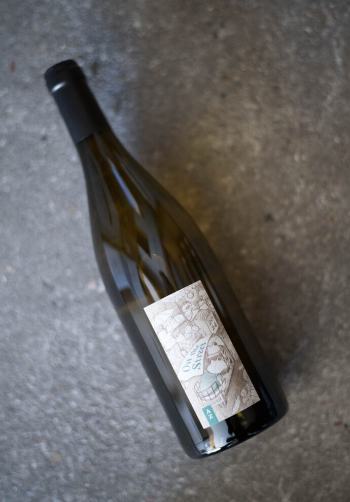 アズッカ・エ・アズッコ  あずっか・え・あずっこ  愛知唯一のワイナリー
イタリア・トスカーナで修行　イタリアワイン発想がベース 元は牧場 AZUCCA E AZUCCO  愛知県豊田市勘八町 丘陵地 ：森  170ⅿ  多方向斜面  猿投山麓～乙部
岡の上ワイナリー  愛知県豊田市太平町七曲12-691　アズッカ エ アズッコ‘秋のワインたち’　 須崎大介 アズッカ エ アズッコが一本一本『作品の意識』で造っておりますワインを大切にお届けいたしますので どうぞお楽しみにお待ちいただけましたら
名古屋特約店  取り扱い店  MEI  メイ めい 愛知県名古屋市西区那古野1-23-2 四間道糸重3 食べログ名店2023  国際センター  
（株）富屋酒店 かぶしきがいしゃ とみやさけてん カブシキガイシャ　トミヤサケテン TOMIYA SAKETEN 　愛知県名古屋市瑞穂区上坂町1-41-2　地酒屋　豊盃　HOUHAI ほうはい　ホーハイ　三浦酒造  MIURASHUZO日高見　ひたかみ　ヒタカミ HITAKAMI  平孝酒造　HIRAKOSHUZO 天の戸 アマノト　あまのと　AMANOTO　浅舞酒造 ASAMAISHUZO　飛露喜 HIROKISHUZOHONTEN　廣木酒造本店　HIROK　大那 DAINA　ダイナ　だいな　菊の里酒造　KIKUNOSATOSHUZO　旭興　KYOKUKO　きょくこう　キョクコウ　渡邉酒造　WATANABESHUZO　仙禽 SENKIN　せんきん　センキン（株）せんきん SENKIN鶴齢　カクレイ　かくれい KAKUREI　青木酒造　AOKISHUZO謙信 ケンシン　けんしん KENSHIN池田屋酒造 IKEDAYASHUZO 白岳仙 HAKUGAKUSEN　ハクガクセン　はくがくせん　安本酒造 YASUMOTOSHUZO 群馬泉 グンマイズミ　ぐんまいずみ 島岡酒造 SHIMAOKASHUZO  喜久醉 きくよい キクヨイKIKUYOI 青島酒造 AOSHIMASHUZO 長珍 ちょうちん　チョウチン長珍酒造CHOCHINSHUZO　みねたからみりん　峯寳 味醂　一子相伝 ミネタカラ　いっしそうでん　イッシソウデン　小笠原味醂 OGASAWARA MIRIN

瀧自慢　たきじまん　タキジマン　瀧自慢酒造　TAKIZIMANSHUZO　田光　TABIKA 早川酒造  HAYAKAWASHUZO　作　ZAKU ざく ザク 清水清三郎商店 SHIMIZUSEIZABUROSHOTEN  篠峯　櫛羅　しのみね　シノミネ　くじら　クジラ　千代酒造　CHIYOSHUZO　雑賀　さいか　サイカ　九重雑賀  KOKONOESAIKA　紀土　鶴梅　無量山　きっど　キッド　KID 　ツルウメ　つるうめ　TURUUME　ムリョウザン　むりょうざん　MURYOZAN　平和酒造　HEIWASHUZO　蒼空　そうくう　ソウクウ　SÔKÛ　藤岡酒造　HUJIOKASHUZO 　宝剣　HOUKEN  宝剣酒造　ほうけんしゅぞう　ホウケンシュゾウ　HOKENSHUZO　清酒竹鶴　小笹屋竹鶴　せいしゅたけつる　セイシュタケツル　おささやたけつる　オササヤタケツル　竹鶴酒造　TAKETURUSHUZO
石鎚　いしづち　イシヅチ　石鎚酒造　ISHIDUCHISHUZO　土佐しらぎく　とさしらぎく　トサシラギク　仙頭酒造場　せんとうしゅぞうじょう　SENDOSHUZOZYO　アルガブランカ　ARUGABURANKA勝沼醸造　KATUNUMAJÔZÔ　ドメーヌソガ　ソガ・ペール・エ・フィス SOGA PELE ET FIS　オブセワイナリー　OBUSEWINERY　ドメーヌタカヒコ　DOMAINE TAKAHIKO　クリサワブラン　KURISAWA BLANC　ナカザワワイナリー　NAKAZAWA WINERY　さつま寿　SATUMA KOTOBUKI 　尾込商店 OGOME SHOTEN  蔵の師魂 KURANOSHIKON  小正醸造　KOMASA ＪÔＺÔ　天狗櫻 TENGUSAKURA  白石酒蔵　SHIRAISHISHUZO  しま千両 SHIMASENRYO　高崎酒蔵  TAKASAKISHUZO  杜氏潤平　TOJIJUNPEI  小玉醸造  KODAMAJOZO  赤鹿毛　青鹿毛  AKAKAGE   AOKAGE　柳田酒蔵  YANAGIDASHUZO　舞香　MAIKA　泰明　TAIMEI　藤居醸造　HUZIIJÔＺÔ　池の露　特酎天草　IKENOTUYU  TOKUCHU  AMAKUSA　壱乃醸　飛乃流　朝日　ICHINOJO  HINORYU　ASAHI　朝日酒造　ASAHISHUZO　龍宮　RYUGU 富田酒造場　TOMITASHUZOJO　鳥飼 TORIKAI　鳥飼酒造　TORIKAISHUZO　極楽 GOIKURAKU　林酒造場 HAYASHISHUZOJO　屋久の島大自然林　酔麦香　YAKUNOSHIMA DAISHIZENRIN SUIBASKUKA　本坊酒造　HONBOSHUZO
金峰　金峰荒蘆過  KINPO　KINPOARAROKA　宇都酒造　UTOSHUZO　北谷長老　CHYATANCHÔＲÔ　北谷酒造　CHYATANSHUZO　山原くいな　YAMBARUKUINA　やんばる酒造　YAMBARUSHUZO　2024年春オープン予定 いいねタウン瑞穂 iiNE マルシェ内　グランクレア瑞穂 いいねタウン瑞穂  愛知県名古屋市瑞穂区宝田町四丁目2番、3番2　春敲町三丁目23番1（地番） 魚太郎　UOTARO MIZUHO うおたろう　ウオタロウ　なごやみずほてん　ナゴヤミズホテン　 名古屋瑞穂店  車で1分　徒歩5分　丸明 瑞穂店  MARUAKI MIZUHO　マルアキ ミズホテン　まるあき みずほてん　 徒歩10分　車3分　焼肉 美奈登  ヤキニクミナト　やきにくみなと YAKINIKU MINATO 車で2分　徒歩10分  どての品川　DOTENO SHINAGAWA　ドテノシナガワ　どてのしながわ　車で30秒　徒歩1分昇福亭　SHOHUKUTEI しょうふくてい　ショウフクテイ 街中華　マニア　大盛り　個性派  車で5分　徒歩15分  名店 近くにたくさんあり　堀田バンザイ　牛巻バンザイ　名古屋のへそ　AZUCCA E AZUCCO (アズッカ・エ・アズッコ）『Rana D'oro』（ラナ ドーロ）2023（白  2023ヴィンテージ）」「AZUCCA E AZUCCO (アズッカ・エ・アズッコ）『Rana Rossa』（ラナ ロッサ）2023（赤  2023ヴィンテージ）」「AZUCCA E AZUCCO (アズッカ・エ・アズッコ）『Rana Arancia 』（ラナ アランチャ）2023（白  2023ヴィンテージ）」「AZUCCA E AZUCCO (アズッカ・エ・アズッコ）『Rana Verde 』（ラナ ヴェルデ）2023（白  2023ヴィンテージ「AZUCCA E AZUCCO (アズッカ・エ・アズッコ）『Rana Viora 』（ラナ ヴィオラ）2023（赤  2023ヴィンテージ）」「AZUCCA E AZUCCO (アズッカ・エ・アズッコ）『赤ずきんの本音』2023（赤 ランブルスコ   スパークリングワイン  2023ヴィンテージ）」「AZUCCA E AZUCCO (アズッカ・エ・アズッコ）『オオカミのスプマンテ』（キミに幸あれ！）2022（ロゼ  スパークリングワイン  2022ヴィンテージ）」「AZUCCA E AZUCCO (アズッカ・エ・アズッコ）『Used Medi Coat Pop』（古着のミディ丈 ポップ）2023（2023ヴィンテージ）」「AZUCCA E AZUCCO (アズッカ・エ・アズッコ）『Used Medi Coat Gialla』（古着のミディ丈 ジアッラ）2023（2023ヴィンテージ）」「AZUCCA E AZUCCO (アズッカ・エ・アズッコ）『Used Medi Coat Pale Blue』（古着のミディ丈 ペイルブルー）2023（2023ヴィンテージ）」「AZUCCA E AZUCCO (アズッカ・エ・アズッコ）『Used Medi Coat Rosa』（古着のミディ丈 ローザ）2023（2023ヴィンテージ）」「AZUCCA E AZUCCO (アズッカ・エ・アズッコ）『Calico』（ウチのチャリコ）2023（2023ヴィンテージ）」「AZUCCA E AZUCCO (アズッカ・エ・アズッコ）『Hikari no Majin』（光の魔人）2023（2023ヴィンテージ）」
「AZUCCA E AZUCCO (アズッカ・エ・アズッコ）『オオカミのスプマンテ』（キミに幸あれ！）2023（ロゼ スパークリングワイン 2023ヴィンテージ）」「AZUCCA E AZUCCO (アズッカ・エ・アズッコ）『Last Summer Vacation』（最後の夏休み）白 2024」「AZUCCA E AZUCCO (アズッカ・エ・アズッコ）『Last Summer Vacation』（最後の夏休み）赤 2024」「AZUCCA E AZUCCO (アズッカ・エ・アズッコ）『On the Street』（オン・ザ・ストリート）白  2024」