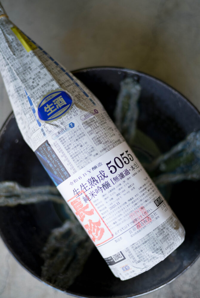 HIROKO WATANABE×CHOCHIN×TOMIYASAKETEN 「渡部 裕子(わたなべ ひろこ)」×「長珍(ちょうちん)」×「富屋酒店 名古屋 (とみやさけてん なごや)」 <PETIT PRESENT MARKET> in< ESCA> (プチ プレゼント マーケット) in (エスカ) 2023 12・29~2024 1.8 開催のお知らせ
2023年12月29日~2024年1月8日の期間
(1月1日は定休日 各日10:00~20:00開催)
名古屋駅太閤通り口地下街「エスカ センター ・光の広場」において
「プチ プレゼント マーケット」開催において「渡部 裕子」×「富屋酒店」と題し
渡部 裕子 ワタナベ ヒロコ 書家 書道家 hiroko wartanabe official web site 名古屋市在住 アーティスト ライブパフォーマンス 金シャチ横丁 文字 立体書インスタレーション ミッドランドスクエア周年ロゴ ヤマサちくわ 商品ロゴ ホテルウイングインターナショナル 京都四条烏丸 The TOWER Ryotel NAGOYA
客室内作品 舞台衣装美術 ライブパフォーマンス
当店の看板的存在 そして愛知の純米酒の代表のひとつといえる存在
愛知 津島の長珍酒造さん「純米酒シリーズ」と
愛知を代表する梅酒のひとつ白老酒造さんの「白老梅」をカップに特別に詰めていただき
渡部さんが直に書くオリジナルラベルの作品を日本で唯一
期間限定の限定数量販売ブースを出展させていただきます
さらに 1月7日と1月8日の二日間限定にて<書道家 渡邊 裕子さんによる「長珍ラベル 直書き企画」>を実施
渡部さんの力強く凛とした空気感の中に楽しさ漲るライブの瞬間を味わいながら その作品を手に入れることが出来る超絶贅沢な企画です
(10:00~16:00 開催)
さらに当日二日間は特別に蔵元より直送した「斗瓶取り(通常では飲めない鑑評会出品酒を詰める伝統の18Lの瓶)」の作品を当社 社長よりの「量り売り販売」を実施
その場で味わえるスペシャル企画も行います
(限定数量ですので完売の際はご了承ください)
年末年始を最高に盛り上げるSpecial Special Special 企画
是非 <エスカ>にお越しくださいませ
エスカ地下街 名古屋駅新幹線口 愛知県名古屋市中村区椿町6-9先 人気店多数 名古屋めし 観光
長珍 CHOCHIN しんぶんし 山廃純米 YAMAHAI 【7-70】無濾過生原酒 2023
長珍酒造 ちょうちんしゅぞう チョウチンシュゾウ チョーチン CHYOCHIN
BRUWERY 代表取締役兼杜氏 桑山雅行 クワヤママサユキ くわやままさゆき
KUWAYAMA MASAYUKI 桑山会 KUWAYAMAKAI クワヤマカイ くわやまかい しんぶんし 備前雄町 阿波山田 レッド 純米 純米吟醸 R2BY R4BY 熟成 お燗 ワイングラス かたくち 片口 マリアージュ 温度変化
立体的 日本酒の可能性 ステキ 唯一無二 絶対的信頼関係 名古屋特約店
(株)富屋酒店 愛知県名古屋市瑞穂区上坂町1-41-2 地酒屋 専門店 ライカM11 ズミルックス50 レンズ 代表 上田豊二 きき酒師 焼酎アドバイザー
シャンパーニュシュヴァリエ 堀田駅 熱田神宮駅
名古屋高速 堀田出口すぐ 牛巻交差点すぐ レトロ街並み 瓦屋根
クラッシックカー クラッシックバイク インテリア ファッション 音楽
センス クリエイト おたく マニア 映画 シネマ 骨格の太さとしなやかでまろやかな味わいが長珍スタイル。「長珍 CHOCHIN 純米吟醸 <ひやおろし HIYAOROSHI> 2023」
山田錦の豊かなボリュームとキレ感のバランスが唯一無二。「長珍 CHOCHIN 純米吟醸 <ひやおろし原酒 HIYAOROSHI> 2023」桑山流純米の味わい 温度変化の立体感を存分に楽しむ「長珍 CHOCHIN <純米生詰60 富山五百万石 TOYAMA GOHYAKUMANGOKU> 2023」八反錦のポテンシャルを存分に引き出した名作 「長珍 CHOCHIN しんぶんし 純米吟醸【50】 <八反錦 HATTANNISHIKI> 無濾過生原酒 2023」
(株)富屋酒店 かぶしきがいしゃ とみやさけてん カブシキガイシャ トミヤサケテン TOMIYA SAKETEN 愛知県名古屋市瑞穂区上坂町1-41-2 地酒屋 豊盃 HOUHAI ほうはい ホーハイ 三浦酒造 MIURASHUZO日高見 ひたかみ ヒタカミ HITAKAMI 平孝酒造 HIRAKOSHUZO 天の戸 アマノト あまのと AMANOTO 浅舞酒造 ASAMAISHUZO 飛露喜 HIROKISHUZOHONTEN 廣木酒造本店 HIROK 大那 DAINA ダイナ だいな 菊の里酒造 KIKUNOSATOSHUZO 旭興 KYOKUKO きょくこう キョクコウ 渡邉酒造 WATANABESHUZO 仙禽 SENKIN せんきん センキン(株)せんきん SENKIN鶴齢 カクレイ かくれい KAKUREI 青木酒造 AOKISHUZO謙信 ケンシン けんしん KENSHIN池田屋酒造 IKEDAYASHUZO 白岳仙 HAKUGAKUSEN ハクガクセン はくがくせん 安本酒造 YASUMOTOSHUZO 群馬泉 グンマイズミ ぐんまいずみ 島岡酒造 SHIMAOKASHUZO 喜久醉 きくよい キクヨイKIKUYOI 青島酒造 AOSHIMASHUZO 長珍 ちょうちん チョウチン長珍酒造CHOCHINSHUZO みねたからみりん 峯寳 味醂 一子相伝 ミネタカラ いっしそうでん イッシソウデン 小笠原味醂 OGASAWARA MIRIN
瀧自慢 たきじまん タキジマン 瀧自慢酒造 TAKIZIMANSHUZO 田光 TABIKA 早川酒造 HAYAKAWASHUZO 作 ZAKU ざく ザク 清水清三郎商店 SHIMIZUSEIZABUROSHOTEN 篠峯 櫛羅 しのみね シノミネ くじら クジラ 千代酒造 CHIYOSHUZO 雑賀 さいか サイカ 九重雑賀 KOKONOESAIKA 紀土 鶴梅 無量山 きっど キッド KID ツルウメ つるうめ TURUUME ムリョウザン むりょうざん MURYOZAN 平和酒造 HEIWASHUZO 蒼空 そうくう ソウクウ SÔKÛ 藤岡酒造 HUJIOKASHUZO 宝剣 HOUKEN 宝剣酒造 ほうけんしゅぞう ホウケンシュゾウ HOKENSHUZO 清酒竹鶴 小笹屋竹鶴 せいしゅたけつる セイシュタケツル おささやたけつる オササヤタケツル 竹鶴酒造 TAKETURUSHUZO
石鎚 いしづち イシヅチ 石鎚酒造 ISHIDUCHISHUZO 土佐しらぎく とさしらぎく トサシラギク 仙頭酒造場 せんとうしゅぞうじょう SENDOSHUZOZYOしんぶんしシリーズ今季最後の集大成 この感動の味わいを皆様に 「長珍 CHOCHIN しんぶんし 純米吟醸 <生生熟成5055 RAW RIPENING> 無濾過生酒 2023」
ブルゴーニュワイン BOURGOGNE ボルドーワイン BORDEAUXカリフォルニアワイン CALIFORNIA シャンパーニュ SHAMPAGNEアルザスワイン ALSACE ドイツワイン WEIN GERMAN WINE 専門店 ライカM11 ズミルックス50 レンズ 代表 上田豊二 きき酒師 焼酎アドバイザー シャンパーニュシュヴァリエ 堀田駅より徒歩10分 熱田神宮駅より徒歩10分
市バス 牛巻より徒歩3分 地下鉄堀田駅より徒歩15分 名古屋高速堀田出口より車で2分 牛巻交差点より徒歩5分 レトロ街並み 瓦屋根 裏道 大通りより二本入る CLASSIC CARクラッシックカー CLASSIC BIKE クラッシックバイク INTERIA インテリア FASHION ファッション MUSIC 音楽 LOVE SAKE SHOP 酒屋
センス クリエイト おたく MANIAマニア MOVIE 映画 CINEMA シネマ 2024年春オープン予定 いいねタウン瑞穂 iiNE マルシェ内 グランクレア瑞穂 いいねタウン瑞穂 愛知県名古屋市瑞穂区宝田町四丁目2番、3番2 春敲町三丁目23番1(地番) 魚太郎 UOTARO MIZUHO うおたろう ウオタロウ なごやみずほてん ナゴヤミズホテン 名古屋瑞穂店 車で1分 徒歩5分 丸明 瑞穂店 MARUAKI MIZUHO マルアキ ミズホテン まるあき みずほてん 徒歩10分 車3分 焼肉 美奈登 ヤキニクミナト やきにくみなと YAKINIKU MINATO 車で2分 徒歩10分 どての品川 DOTENO SHINAGAWA ドテノシナガワ どてのしながわ 車で30秒 徒歩1分昇福亭 SHOHUKUTEI しょうふくてい ショウフクテイ 街中華 マニア 大盛り 個性派 車で5分 徒歩15分 名店 近くにたくさんあり 堀田バンザイ 牛巻バンザイ 名古屋のへそ
お米を炊いたように味わいを表現した愛知の純米酒の名作 「長珍 CHOCHIN 純米 <阿波山田65 AWAYAMADA> 無濾過生詰 2023」しんぶんしシリーズ今季最後の集大成 この感動の味わいを皆様に 「長珍 CHOCHIN しんぶんし 純米吟醸 <生生熟成5055 RAW RIPENING> 無濾過生酒 2023」フレッシュさの中に漲る力強く品格溢れる生命力を その味わいから感じる「長珍 CHOCHIN <純米八反錦 HATTANNISHIKI> ささにごり生酒 R5BY」雄町の力強さと骨格が解けていく様を時間軸で楽しむ 「長珍 CHOCHIN 純米しんぶんし <備前雄町【7-65】 BIZENOMACHI> 無濾過生原酒 R5BY
山虎 やまとら ヤマトラ 大名古屋ビルジング YAMATORA DAINAGOYA BILGING ダイナゴヤビルジング だいなごやびるじんぐ 愛知県名古屋市中村区名駅3-28-12 大名古屋ビルジング 3F 居酒屋 おでん どて 串揚げ 超絶旨し 日本唯一長珍オンリー専門店 若き農家さんの取り組みに惚れ込み生まれた新作 「長珍 CHOCHIN 純米吟醸 しんぶんし <目黒雄町50 MEGUROOMACHI> 無濾過生原酒 R6BY」
「長珍 CHOCHIN しんぶんし 純米吟醸 <生生熟成5055> 無濾過生酒 R6BY」