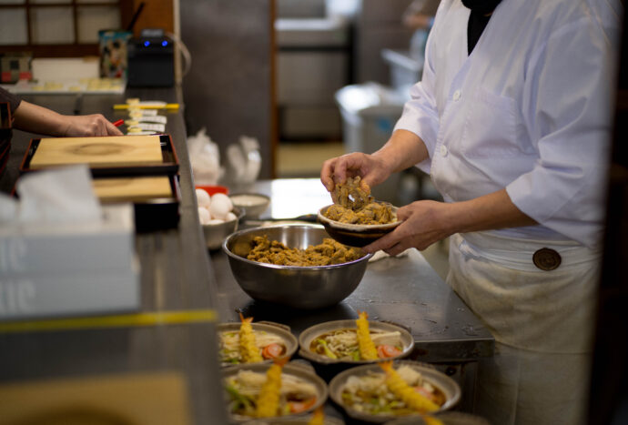 糸庄 本店 いとしょう ほんてん イトショウ ホンテン ITOSHYO HONTEN 西中野 富山県富山市太郎丸本町1-7-6 もつ煮込みうどん 漬物 もつつまみ キリンラガービール (株)富屋酒店 かぶしきがいしゃ とみやさけてん カブシキガイシャ トミヤサケテン TOMIYA SAKETEN 愛知県名古屋市瑞穂区上坂町1-41-2 地酒屋 豊盃 HOUHAI ほうはい ホーハイ 三浦酒造 MIURASHUZO日高見 ひたかみ ヒタカミ HITAKAMI 平孝酒造 HIRAKOSHUZO 天の戸 アマノト あまのと AMANOTO 浅舞酒造ASAMAISHUZO 飛露喜 HIROKISHUZOHONTEN 廣木酒造本店 HIROK 大那 DAINA ダイナ だいな 菊の里酒造 KIKUNOSATOSHUZO 旭興 KYOKUKO きょくこう キョクコウ 渡邉酒造 WATANABESHUZO 仙禽 SENKIN せんきん センキン(株)せんきん SENKIN鶴齢 カクレイ かくれい KAKUREI 青木酒造 AOKISHUZO謙信 ケンシン けんしん KENSHIN池田屋酒造 IKEDAYASHUZO 白岳仙 HAKUGAKUSEN ハクガクセン はくがくせん 安本酒造 YASUMOTOSHUZO 群馬泉 グンマイズミ ぐんまいずみ 島岡酒造 SHIMAOKASHUZO 喜久醉 きくよい キクヨイKIKUYOI 青島酒造 AOSHIMASHUZO 長珍 ちょうちん チョウチン長珍酒造CHOCHINSHUZO みねたからみりん 峯寳 味醂 一子相伝 ミネタカラ いっしそうでん イッシソウデン 小笠原味醂 OGASAWARA MIRIN
瀧自慢 たきじまん タキジマン 瀧自慢酒造 TAKIZIMANSHUZO 田光 TABIKA 早川酒造 HAYAKAWASHUZO 作 ZAKU ざく ザク 清水清三郎商店 SHIMIZUSEIZABUROSHOTEN 篠峯 櫛羅 しのみね シノミネ くじら クジラ 千代酒造 CHIYOSHUZO 雑賀 さいか サイカ 九重雑賀 KOKONOESAIKA 紀土 鶴梅 無量山 きっど キッド KID ツルウメ つるうめ TURUUME ムリョウザン むりょうざん MURYOZAN 平和酒造 HEIWASHUZO 蒼空 そうくう ソウクウ SÔKÛ 藤岡酒造 HUJIOKASHUZO 宝剣 HOUKEN 宝剣酒造 ほうけんしゅぞう ホウケンシュゾウ HOKENSHUZO 清酒竹鶴 小笹屋竹鶴 せいしゅたけつる セイシュタケツル おささやたけつる オササヤタケツル 竹鶴酒造 TAKETURUSHUZO
石鎚 いしづち イシヅチ 石鎚酒造 ISHIDUCHISHUZO 土佐しらぎく とさしらぎく トサシラギク 仙頭酒造場 せんとうしゅぞうじょう SENDOSHUZOZYO
ブルゴーニュワイン BOURGOGNE ボルドーワイン BORDEAUXカリフォルニアワイン CALIFORNIA シャンパーニュ SHAMPAGNEアルザスワイン ALSACE ドイツワイン WEIN GERMAN WINE 専門店 ライカM11 ズミルックス50 レンズ 代表 上田豊二 きき酒師 焼酎アドバイザー シャンパーニュシュヴァリエ 堀田駅より徒歩10分 熱田神宮駅より徒歩10分
市バス 牛巻より徒歩3分 地下鉄堀田駅より徒歩15分 名古屋高速堀田出口より車で2分 牛巻交差点より徒歩5分 レトロ街並み 瓦屋根 裏道 大通りより二本入る CLASSIC CARクラッシックカー CLASSIC BIKE クラッシックバイク INTERIA インテリア FASHION ファッション MUSIC 音楽 LOVE SAKE SHOP 酒屋
センス クリエイト おたく MANIAマニア MOVIE 映画 CINEMA シネマ 2024年春オープン予定 いいねタウン瑞穂 iiNE マルシェ内 グランクレア瑞穂 いいねタウン瑞穂 愛知県名古屋市瑞穂区宝田町四丁目2番、3番2 春敲町三丁目23番1(地番) 魚太郎 UOTARO MIZUHO うおたろう ウオタロウ なごやみずほてん ナゴヤミズホテン 名古屋瑞穂店 車で1分 徒歩5分 丸明 瑞穂店 MARUAKI MIZUHO マルアキ ミズホテン まるあき みずほてん 徒歩10分 車3分 焼肉 美奈登 ヤキニクミナト やきにくみなと YAKINIKU MINATO 車で2分 徒歩10分 どての品川 DOTENO SHINAGAWA ドテノシナガワ どてのしながわ 車で30秒 徒歩1分昇福亭 SHOHUKUTEI しょうふくてい ショウフクテイ 街中華 マニア 大盛り 個性派 車で5分 徒歩15分 名店 近くにたくさんあり 堀田バンザイ 牛巻バンザイ 名古屋のへそ