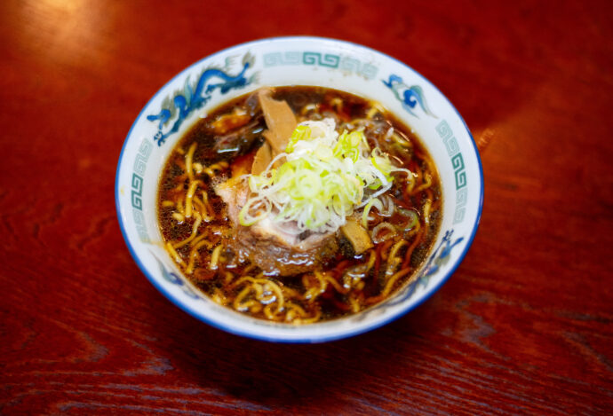 めん八 小杉本店  MENHACHI KOSUGIHONTEN メンハチコスギホンテン 富山県射水市太閤山1-7-10  （株）富屋酒店 かぶしきがいしゃ とみやさけてん カブシキガイシャ　トミヤサケテン TOMIYA SAKETEN 　愛知県名古屋市瑞穂区上坂町1-41-2　地酒屋　豊盃　HOUHAI ほうはい　ホーハイ　三浦酒造  MIURASHUZO日高見　ひたかみ　ヒタカミ HITAKAMI  平孝酒造　HIRAKOSHUZO 天の戸 アマノト　あまのと　AMANOTO　浅舞酒造ASAMAISHUZO　飛露喜 HIROKISHUZOHONTEN　廣木酒造本店　HIROK　大那 DAINA　ダイナ　だいな　菊の里酒造　KIKUNOSATOSHUZO　旭興　KYOKUKO　きょくこう　キョクコウ　渡邉酒造　WATANABESHUZO　仙禽 SENKIN　せんきん　センキン（株）せんきん SENKIN鶴齢　カクレイ　かくれい KAKUREI　青木酒造　AOKISHUZO謙信 ケンシン　けんしん KENSHIN池田屋酒造 IKEDAYASHUZO 白岳仙 HAKUGAKUSEN　ハクガクセン　はくがくせん　安本酒造 YASUMOTOSHUZO 群馬泉 グンマイズミ　ぐんまいずみ 島岡酒造 SHIMAOKASHUZO  喜久醉 きくよい キクヨイKIKUYOI 青島酒造 AOSHIMASHUZO 長珍 ちょうちん　チョウチン長珍酒造CHOCHINSHUZO　みねたからみりん　峯寳 味醂　一子相伝 ミネタカラ　いっしそうでん　イッシソウデン　小笠原味醂 OGASAWARA MIRIN

瀧自慢　たきじまん　タキジマン　瀧自慢酒造　TAKIZIMANSHUZO　田光　TABIKA 早川酒造  HAYAKAWASHUZO　作　ZAKU ざく ザク 清水清三郎商店 SHIMIZUSEIZABUROSHOTEN  篠峯　櫛羅　しのみね　シノミネ　くじら　クジラ　千代酒造　CHIYOSHUZO　雑賀　さいか　サイカ　九重雑賀  KOKONOESAIKA　紀土　鶴梅　無量山　きっど　キッド　KID 　ツルウメ　つるうめ　TURUUME　ムリョウザン　むりょうざん　MURYOZAN　平和酒造　HEIWASHUZO　蒼空　そうくう　ソウクウ　SÔKÛ　藤岡酒造　HUJIOKASHUZO 　宝剣　HOUKEN  宝剣酒造　ほうけんしゅぞう　ホウケンシュゾウ　HOKENSHUZO　清酒竹鶴　小笹屋竹鶴　せいしゅたけつる　セイシュタケツル　おささやたけつる　オササヤタケツル　竹鶴酒造　TAKETURUSHUZO
石鎚　いしづち　イシヅチ　石鎚酒造　ISHIDUCHISHUZO　土佐しらぎく　とさしらぎく　トサシラギク　仙頭酒造場　せんとうしゅぞうじょう　SENDOSHUZOZYO
　
 ブルゴーニュワイン　BOURGOGNE  ボルドーワイン　BORDEAUXカリフォルニアワイン CALIFORNIA  シャンパーニュ  SHAMPAGNEアルザスワイン ALSACE ドイツワイン WEIN GERMAN WINE 専門店　ライカM11　ズミルックス50　レンズ　代表　上田豊二　　きき酒師　焼酎アドバイザー　シャンパーニュシュヴァリエ　堀田駅より徒歩10分　熱田神宮駅より徒歩10分
市バス　牛巻より徒歩３分　地下鉄堀田駅より徒歩１５分　名古屋高速堀田出口より車で２分　牛巻交差点より徒歩５分　レトロ街並み　瓦屋根　裏道　大通りより二本入る　CLASSIC CARクラッシックカー CLASSIC BIKE　クラッシックバイク INTERIA　インテリア　　FASHION　ファッション　MUSIC　音楽　LOVE　SAKE SHOP　酒屋
センス　クリエイト　おたく　　MANIAマニア MOVIE　映画　CINEMA シネマ　2024年春オープン予定 いいねタウン瑞穂 iiNE マルシェ内　グランクレア瑞穂 いいねタウン瑞穂  愛知県名古屋市瑞穂区宝田町四丁目2番、3番2　春敲町三丁目23番1（地番） 魚太郎　UOTARO MIZUHO うおたろう　ウオタロウ　なごやみずほてん　ナゴヤミズホテン　 名古屋瑞穂店  車で1分　徒歩5分　丸明 瑞穂店  MARUAKI MIZUHO　マルアキ ミズホテン　まるあき みずほてん　 徒歩10分　車3分　焼肉 美奈登  ヤキニクミナト　やきにくみなと YAKINIKU MINATO 車で2分　徒歩10分  どての品川　DOTENO SHINAGAWA　ドテノシナガワ　どてのしながわ　車で30秒　徒歩1分昇福亭　SHOHUKUTEI しょうふくてい　ショウフクテイ 街中華　マニア　大盛り　個性派  車で5分　徒歩15分  名店 近くにたくさんあり　堀田バンザイ　牛巻バンザイ　名古屋のへそ


