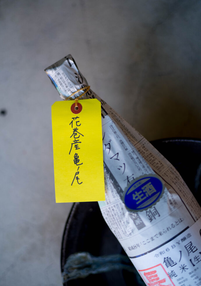 HIROKO WATANABE×CHOCHIN×TOMIYASAKETEN        「渡部 裕子（わたなべ ひろこ）」×「長珍（ちょうちん）」×「富屋酒店 名古屋 （とみやさけてん  なごや）」　 ＜PETIT PRESENT MARKET＞ in＜ ESCA＞  （プチ プレゼント マーケット） in  （エスカ）         2023 12・29～2024  1.8 開催のお知らせ
2023年12月29日～2024年1月8日の期間
（1月1日は定休日  各日10：00～20：00開催）







名古屋駅太閤通り口地下街「エスカ センター ・光の広場」において
「プチ プレゼント マーケット」開催において「渡部 裕子」×「富屋酒店」と題し


渡部 裕子 ワタナベ ヒロコ  書家  書道家  hiroko wartanabe official web site  名古屋市在住 アーティスト ライブパフォーマンス  金シャチ横丁 文字 立体書インスタレーション ミッドランドスクエア周年ロゴ ヤマサちくわ 商品ロゴ ホテルウイングインターナショナル 京都四条烏丸 The TOWER Ryotel NAGOYA
　客室内作品  舞台衣装美術 ライブパフォーマンス




当店の看板的存在 そして愛知の純米酒の代表のひとつといえる存在 
愛知 津島の長珍酒造さん「純米酒シリーズ」と
愛知を代表する梅酒のひとつ白老酒造さんの「白老梅」をカップに特別に詰めていただき
渡部さんが直に書くオリジナルラベルの作品を日本で唯一
期間限定の限定数量販売ブースを出展させていただきます
さらに  1月7日と1月8日の二日間限定にて＜書道家  渡邊 裕子さんによる「長珍ラベル 直書き企画」＞を実施
渡部さんの力強く凛とした空気感の中に楽しさ漲るライブの瞬間を味わいながら その作品を手に入れることが出来る超絶贅沢な企画です
（10：00～16：00 開催）









さらに当日二日間は特別に蔵元より直送した「斗瓶取り（通常では飲めない鑑評会出品酒を詰める伝統の18Ｌの瓶）」の作品を当社 社長よりの「量り売り販売」を実施
その場で味わえるスペシャル企画も行います
（限定数量ですので完売の際はご了承ください）









年末年始を最高に盛り上げるSpecial Special Special 企画
是非 ＜エスカ＞にお越しくださいませ


エスカ地下街　名古屋駅新幹線口 愛知県名古屋市中村区椿町6-9先　人気店多数　名古屋めし　観光





長珍  CHOCHIN  しんぶんし  山廃純米  YAMAHAI 【7-70】無濾過生原酒  2023
長珍酒造　ちょうちんしゅぞう　チョウチンシュゾウ　チョーチン　CHYOCHIN
BRUWERY　代表取締役兼杜氏　桑山雅行　クワヤママサユキ　くわやままさゆき
KUWAYAMA　MASAYUKI　桑山会　KUWAYAMAKAI　クワヤマカイ　くわやまかい　しんぶんし　備前雄町　阿波山田　レッド　純米　純米吟醸　Ｒ2ＢＹ　Ｒ4ＢＹ　熟成　お燗　ワイングラス　かたくち　片口　マリアージュ　温度変化
立体的　日本酒の可能性　ステキ　唯一無二　絶対的信頼関係　名古屋特約店
（株）富屋酒店　愛知県名古屋市瑞穂区上坂町1-41-2　地酒屋　専門店　ライカM11　ズミルックス50　レンズ　代表　上田豊二　きき酒師　焼酎アドバイザー　
シャンパーニュシュヴァリエ　堀田駅　熱田神宮駅
名古屋高速　堀田出口すぐ　牛巻交差点すぐ　レトロ街並み　瓦屋根
　　　クラッシックカー　クラッシックバイク　インテリア　ファッション　音楽
センス　クリエイト　おたく　マニア　映画　シネマ　骨格の太さとしなやかでまろやかな味わいが長珍スタイル。「長珍　CHOCHIN　純米吟醸　＜ひやおろし　HIYAOROSHI＞　2023」
山田錦の豊かなボリュームとキレ感のバランスが唯一無二。「長珍　CHOCHIN　純米吟醸　＜ひやおろし原酒  HIYAOROSHI＞　2023」桑山流純米の味わい 温度変化の立体感を存分に楽しむ「長珍　CHOCHIN　＜純米生詰60　富山五百万石　TOYAMA GOHYAKUMANGOKU＞  2023」八反錦のポテンシャルを存分に引き出した名作 「長珍  CHOCHIN　しんぶんし　純米吟醸【50】　＜八反錦  HATTANNISHIKI＞　無濾過生原酒  2023」
（株）富屋酒店 かぶしきがいしゃ とみやさけてん カブシキガイシャ　トミヤサケテン TOMIYA SAKETEN 　愛知県名古屋市瑞穂区上坂町1-41-2　地酒屋　豊盃　HOUHAI ほうはい　ホーハイ　三浦酒造  MIURASHUZO日高見　ひたかみ　ヒタカミ HITAKAMI  平孝酒造　HIRAKOSHUZO 天の戸 アマノト　あまのと　AMANOTO　浅舞酒造 ASAMAISHUZO　飛露喜 HIROKISHUZOHONTEN　廣木酒造本店　HIROK　大那 DAINA　ダイナ　だいな　菊の里酒造　KIKUNOSATOSHUZO　旭興　KYOKUKO　きょくこう　キョクコウ　渡邉酒造　WATANABESHUZO　仙禽 SENKIN　せんきん　センキン（株）せんきん SENKIN鶴齢　カクレイ　かくれい KAKUREI　青木酒造　AOKISHUZO謙信 ケンシン　けんしん KENSHIN池田屋酒造 IKEDAYASHUZO 白岳仙 HAKUGAKUSEN　ハクガクセン　はくがくせん　安本酒造 YASUMOTOSHUZO 群馬泉 グンマイズミ　ぐんまいずみ 島岡酒造 SHIMAOKASHUZO  喜久醉 きくよい キクヨイKIKUYOI 青島酒造 AOSHIMASHUZO 長珍 ちょうちん　チョウチン長珍酒造CHOCHINSHUZO　みねたからみりん　峯寳 味醂　一子相伝 ミネタカラ　いっしそうでん　イッシソウデン　小笠原味醂 OGASAWARA MIRIN

瀧自慢　たきじまん　タキジマン　瀧自慢酒造　TAKIZIMANSHUZO　田光　TABIKA 早川酒造  HAYAKAWASHUZO　作　ZAKU ざく ザク 清水清三郎商店 SHIMIZUSEIZABUROSHOTEN  篠峯　櫛羅　しのみね　シノミネ　くじら　クジラ　千代酒造　CHIYOSHUZO　雑賀　さいか　サイカ　九重雑賀  KOKONOESAIKA　紀土　鶴梅　無量山　きっど　キッド　KID 　ツルウメ　つるうめ　TURUUME　ムリョウザン　むりょうざん　MURYOZAN　平和酒造　HEIWASHUZO　蒼空　そうくう　ソウクウ　SÔKÛ　藤岡酒造　HUJIOKASHUZO 　宝剣　HOUKEN  宝剣酒造　ほうけんしゅぞう　ホウケンシュゾウ　HOKENSHUZO　清酒竹鶴　小笹屋竹鶴　せいしゅたけつる　セイシュタケツル　おささやたけつる　オササヤタケツル　竹鶴酒造　TAKETURUSHUZO
石鎚　いしづち　イシヅチ　石鎚酒造　ISHIDUCHISHUZO　土佐しらぎく　とさしらぎく　トサシラギク　仙頭酒造場　せんとうしゅぞうじょう　SENDOSHUZOZYOしんぶんしシリーズ今季最後の集大成 この感動の味わいを皆様に 「長珍  CHOCHIN  しんぶんし 純米吟醸  ＜生生熟成5055 RAW RIPENING＞  無濾過生酒  2023」
　
 ブルゴーニュワイン　BOURGOGNE  ボルドーワイン　BORDEAUXカリフォルニアワイン CALIFORNIA  シャンパーニュ  SHAMPAGNEアルザスワイン ALSACE ドイツワイン WEIN GERMAN WINE 専門店　ライカM11　ズミルックス50　レンズ　代表　上田豊二　　きき酒師　焼酎アドバイザー　シャンパーニュシュヴァリエ　堀田駅より徒歩10分　熱田神宮駅より徒歩10分
市バス　牛巻より徒歩３分　地下鉄堀田駅より徒歩１５分　名古屋高速堀田出口より車で２分　牛巻交差点より徒歩５分　レトロ街並み　瓦屋根　裏道　大通りより二本入る　CLASSIC CARクラッシックカー CLASSIC BIKE　クラッシックバイク INTERIA　インテリア　　FASHION　ファッション　MUSIC　音楽　LOVE　SAKE SHOP　酒屋
センス　クリエイト　おたく　　MANIAマニア MOVIE　映画　CINEMA シネマ　2024年春オープン予定 いいねタウン瑞穂 iiNE マルシェ内　グランクレア瑞穂 いいねタウン瑞穂  愛知県名古屋市瑞穂区宝田町四丁目2番、3番2　春敲町三丁目23番1（地番） 魚太郎　UOTARO MIZUHO うおたろう　ウオタロウ　なごやみずほてん　ナゴヤミズホテン　 名古屋瑞穂店  車で1分　徒歩5分　丸明 瑞穂店  MARUAKI MIZUHO　マルアキ ミズホテン　まるあき みずほてん　 徒歩10分　車3分　焼肉 美奈登  ヤキニクミナト　やきにくみなと YAKINIKU MINATO 車で2分　徒歩10分  どての品川　DOTENO SHINAGAWA　ドテノシナガワ　どてのしながわ　車で30秒　徒歩1分昇福亭　SHOHUKUTEI しょうふくてい　ショウフクテイ 街中華　マニア　大盛り　個性派  車で5分　徒歩15分  名店 近くにたくさんあり　堀田バンザイ　牛巻バンザイ　名古屋のへそ
お米を炊いたように味わいを表現した愛知の純米酒の名作 「長珍  CHOCHIN  純米  ＜阿波山田65  AWAYAMADA＞  無濾過生詰  2023」しんぶんしシリーズ今季最後の集大成 この感動の味わいを皆様に 「長珍  CHOCHIN  しんぶんし 純米吟醸  ＜生生熟成5055 RAW RIPENING＞  無濾過生酒  2023」フレッシュさの中に漲る力強く品格溢れる生命力を その味わいから感じる「長珍　CHOCHIN  ＜純米八反錦   HATTANNISHIKI＞    ささにごり生酒  R5BY」