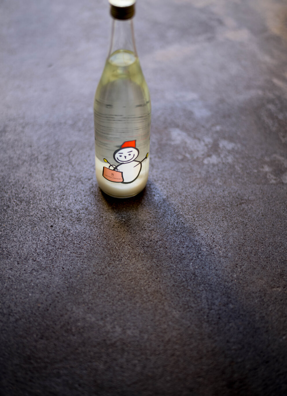 アパレルとクラフト酒のコラボが生み出す新たな価値観「仙禽 SENKIN  UAコレクション ＜UA雪だるま＞ 2025」入荷