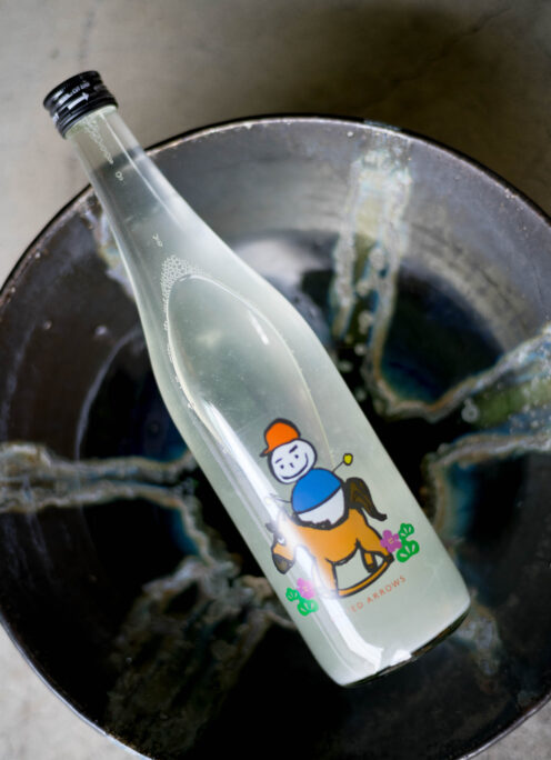 アパレルとクラフト酒のコラボが生み出す新たな価値観「仙禽 SENKIN  UAコレクション  干支ボトル ＜UA雪だるま 『うま』＞ 2025」