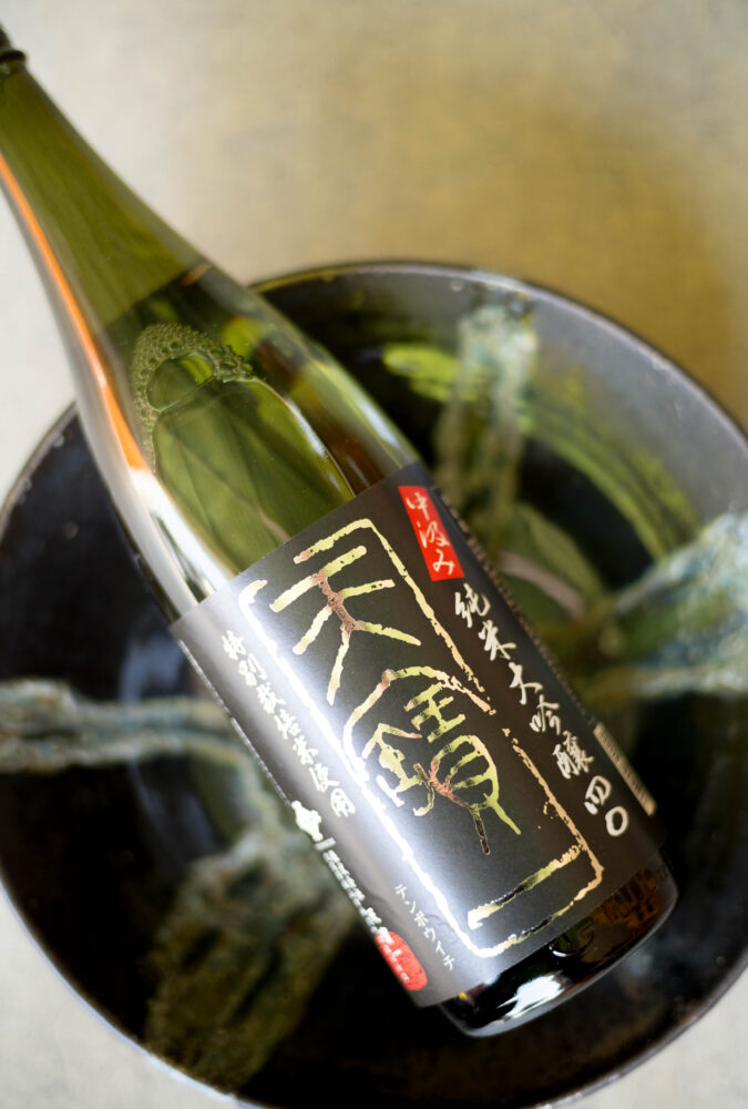 (株)天寶一 天宝一 TENPOICHI てんぽういち テンポウイチ
広島県福山市神辺町川北660 ラベルの存在感が物語る。品格漂うスペシャル作品。「天寶一 TENPOICHI 純米大吟醸 <八反錦 直汲み HATTANNISHIKI> 生酒」 辛口純米の中に光る旨しお料理を誘う上質な旨味とキレ。「天寶一 TENPOICHI 超辛口純米 <千本錦 SENBONNISHIKI>」 広島県産八反錦 契約栽培米 直汲み 日本酒は和食を最大限に生かす名脇役 神辺の地酒 醸造元 村上社長 韋駄天 イダテン いだてん 辛口純米 純米大吟醸 純米吟醸
特別純米 無濾過生酒 超辛口純米 髭文字 ひげ文字 地下200mより
くみ上げた仕込み水 食を最大限生かす名脇役 オリジナル箱麹 麹造り
五代目 当主 村上康久 限定流通 名古屋唯一 特約流通 特約店
レア 希少 旨し 手造り スムース 落ち着き 安定感抜群 広島弁最高
透明感の中に光る品格の旨味を 直汲みならではの素敵な味わい 「天寶一 TENPOICHI 特別純米 <直汲み 無濾過生酒 JIKAKUMI> R5BY」(株)富屋酒店 かぶしきがいしゃ とみやさけてん カブシキガイシャ トミヤサケテン TOMIYA SAKETEN 愛知県名古屋市瑞穂区上坂町1-41-2 地酒屋 豊盃 HOUHAI ほうはい ホーハイ 三浦酒造 MIURASHUZO日高見 ひたかみ ヒタカミ HITAKAMI 平孝酒造 HIRAKOSHUZO 天の戸 アマノト あまのと AMANOTO 浅舞酒造 ASAMAISHUZO 飛露喜 HIROKISHUZOHONTEN 廣木酒造本店 HIROK 大那 DAINA ダイナ だいな 菊の里酒造 KIKUNOSATOSHUZO 旭興 KYOKUKO きょくこう キョクコウ 渡邉酒造 WATANABESHUZO 仙禽 SENKIN せんきん センキン(株)せんきん SENKIN鶴齢 カクレイ かくれい KAKUREI 青木酒造 AOKISHUZO謙信 ケンシン けんしん KENSHIN池田屋酒造 IKEDAYASHUZO 白岳仙 HAKUGAKUSEN ハクガクセン はくがくせん 安本酒造 YASUMOTOSHUZO 群馬泉 グンマイズミ ぐんまいずみ 島岡酒造 SHIMAOKASHUZO 喜久醉 きくよい キクヨイKIKUYOI 青島酒造 AOSHIMASHUZO 長珍 ちょうちん チョウチン長珍酒造CHOCHINSHUZO みねたからみりん 峯寳 味醂 一子相伝 ミネタカラ いっしそうでん イッシソウデン 小笠原味醂 OGASAWARA MIRIN
瀧自慢 たきじまん タキジマン 瀧自慢酒造 TAKIZIMANSHUZO 田光 TABIKA 早川酒造 HAYAKAWASHUZO 作 ZAKU ざく ザク 清水清三郎商店 SHIMIZUSEIZABUROSHOTEN 篠峯 櫛羅 しのみね シノミネ くじら クジラ 千代酒造 CHIYOSHUZO 雑賀 さいか サイカ 九重雑賀 KOKONOESAIKA 紀土 鶴梅 無量山 きっど キッド KID ツルウメ つるうめ TURUUME ムリョウザン むりょうざん MURYOZAN 平和酒造 HEIWASHUZO 蒼空 そうくう ソウクウ SÔKÛ 藤岡酒造 HUJIOKASHUZO 宝剣 HOUKEN 宝剣酒造 ほうけんしゅぞう ホウケンシュゾウ HOKENSHUZO 清酒竹鶴 小笹屋竹鶴 せいしゅたけつる セイシュタケツル おささやたけつる オササヤタケツル 竹鶴酒造 TAKETURUSHUZO
石鎚 いしづち イシヅチ 石鎚酒造 ISHIDUCHISHUZO 土佐しらぎく とさしらぎく トサシラギク 仙頭酒造場 せんとうしゅぞうじょう SENDOSHUZOZYO アルガブランカ ARUGABURANKA勝沼醸造 KATUNUMAJÔZÔ ドメーヌソガ ソガ・ペール・エ・フィス SOGA PELE ET FIS オブセワイナリー OBUSEWINERY ドメーヌタカヒコ DOMAINE TAKAHIKO クリサワブラン KURISAWA BLANC ナカザワワイナリー NAKAZAWA WINERY さつま寿 SATUMA KOTOBUKI 尾込商店 OGOME SHOTEN 蔵の師魂 KURANOSHIKON 小正醸造 KOMASA JÔZÔ 天狗櫻 TENGUSAKURA 白石酒蔵 SHIRAISHISHUZO しま千両 SHIMASENRYO 高崎酒蔵 TAKASAKISHUZO 杜氏潤平 TOJIJUNPEI 小玉醸造 KODAMAJOZO 赤鹿毛 青鹿毛 AKAKAGE AOKAGE 柳田酒蔵 YANAGIDASHUZO 舞香 MAIKA 泰明 TAIMEI 藤居醸造 HUZIIJÔZÔ 池の露 特酎天草 IKENOTUYU TOKUCHU AMAKUSA 壱乃醸 飛乃流 朝日 ICHINOJO HINORYU ASAHI 朝日酒造 ASAHISHUZO 龍宮 RYUGU 富田酒造場 TOMITASHUZOJO 鳥飼 TORIKAI 鳥飼酒造 TORIKAISHUZO 極楽 GOIKURAKU 林酒造場 HAYASHISHUZOJO 屋久の島大自然林 酔麦香 YAKUNOSHIMA DAISHIZENRIN SUIBASKUKA 本坊酒造 HONBOSHUZO
金峰 金峰荒蘆過 KINPO KINPOARAROKA 宇都酒造 UTOSHUZO 北谷長老 CHYATANCHÔRÔ 北谷酒造 CHYATANSHUZO 山原くいな YAMBARUKUINA やんばる酒造 YAMBARUSHUZO 2024年春オープン予定 いいねタウン瑞穂 iiNE マルシェ内 グランクレア瑞穂 いいねタウン瑞穂 愛知県名古屋市瑞穂区宝田町四丁目2番、3番2 春敲町三丁目23番1(地番) 魚太郎 UOTARO MIZUHO うおたろう ウオタロウ なごやみずほてん ナゴヤミズホテン 名古屋瑞穂店 車で1分 徒歩5分 丸明 瑞穂店 MARUAKI MIZUHO マルアキ ミズホテン まるあき みずほてん 徒歩10分 車3分 焼肉 美奈登 ヤキニクミナト やきにくみなと YAKINIKU MINATO 車で2分 徒歩10分 どての品川 DOTENO SHINAGAWA ドテノシナガワ どてのしながわ 車で30秒 徒歩1分昇福亭 SHOHUKUTEI しょうふくてい ショウフクテイ 街中華 マニア 大盛り 個性派 車で5分 徒歩15分 名店 近くにたくさんあり 堀田バンザイ 牛巻バンザイ 名古屋のへそ 最高に澄み切った中汲みの味わいを存分に「天寶一 TENPOICHI 中汲み純米大吟醸40 」