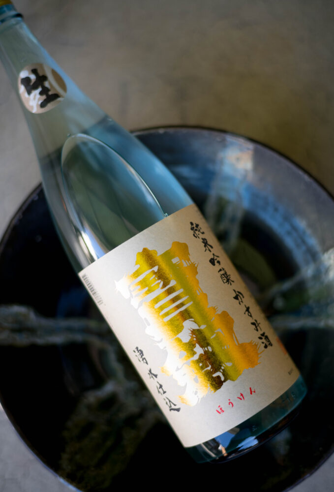 感動の極上の艶感を。素晴らしき余韻と共に。「宝剣    HOUKEN　純米大吟醸  　＜山田錦中汲み　YAMADANISHIKI＞　黒ラベル」クリーミーで透明感溢れる上質さが魅力的。「宝剣　HOUKEN　＜純米吟醸＞　八反錦　HATTANNISHIKI」上質な素材を引き立てるシャープなキレ感。「宝剣　HOUKEN　＜超辛口純米　SUPER DRY JUNMAI＞」宝剣シリーズの中心的存在。まずはここから。「宝剣　HOUKEN　純米　＜緑ラベル　GREEN LABEL＞」
　　宝剣　HOUKEN　ホウケン　ほうけん　純米吟醸　宝剣酒造株式会社　
広島県呉市仁方本町1-11-2　湧水仕込　髭文字　ラベル　呉　クレ　くれ　純米　
純米大吟醸　50％精米　60％精米　杜氏　社長　土井鉄也　呉の土井鉄　ドイテツ
しぼりたて生酒　無濾過　地元　八反錦　手造り　宝剣銘水　湧水　軟水　こだわり　特約店　特約流通　希少　レア　地酒　超辛口　極辛口　東条産山田錦　
白ラベル　弊社使用純米吟醸酵母を広島県が改良したものを使用しました
瓶詰め後、柔らかさと味わいを出す為に低温にて貯蔵しておりましたが、このタイミングがベストと考えご案内させていただきました　TOMIYA　LOVE
東海地区唯一　名古屋唯一　愛知唯一　看板蔵元　看板作品　激ウマ
広島を代表する蔵元　お刺身　お造り　煮つけ　冷や　ぬる燗　あつ燗　
引き締まったボディ。凛とした表情滲み出る最高の夏酒。「宝剣　HOUKEN　純米吟醸　＜涼香純米吟醸　RYOKA JUNMAIGINJO＞　2023」レトロなラベルとは裏腹のスーパースペックジュンマイ。「宝剣　HOUKEN  純米  ＜レトロラベル　RETORO LABEL＞ 2023」
唯一無二の引き締まった究極のバランス感が感動を生み出す。「宝剣　HOUKEN　純米吟醸　＜酒未来  SAKEMIRAI＞　2023」華やかさと品格の究極のバランスを垣間見る。「宝剣　HOUKEN　純米吟醸　＜酒未来 SAKEMIRAI＞　2023」八反錦の美しさ際立つ秋あがりの名作。「宝剣　HOUKEN　純米吟醸　＜秋あがり　AKIAGARI＞　2023」地元  呉への愛と想いをその味わいに乗せて「宝剣　HOUKEN　純米吟醸　＜呉  KURE＞　2023」地元：呉で育んだ手塩にかけた八反錦への＜愛＞がそのまま作品に  「宝剣　HOUKEN　純米吟醸　＜呉  KURE＞　2023」極上の山田錦の品格を さりげなく大人に味わう至福のトキ 「宝剣   HOUKEN   純米吟醸  ＜特A山田錦  HIGH QUALITY YAMADANISHIKI＞  2023」八反錦の品格と凛とした表情を存分に味わう 「宝剣  HOUKEN   ＜純米しぼりたて  JUNMAI  SHIBORITATE＞  緑ラベル  R5BY」愛山の落ち着きの超絶美しき表情を まさに感動の域 「宝剣  HOUKEN  純米吟醸   ＜愛山  AIYAMA＞  2023」（株）富屋酒店 かぶしきがいしゃ とみやさけてん カブシキガイシャ　トミヤサケテン TOMIYA SAKETEN 　愛知県名古屋市瑞穂区上坂町1-41-2　地酒屋　豊盃　HOUHAI ほうはい　ホーハイ　三浦酒造  MIURASHUZO日高見　ひたかみ　ヒタカミ HITAKAMI  平孝酒造　HIRAKOSHUZO 天の戸 アマノト　あまのと　AMANOTO　浅舞酒造 ASAMAISHUZO　飛露喜 HIROKISHUZOHONTEN　廣木酒造本店　HIROK　大那 DAINA　ダイナ　だいな　菊の里酒造　KIKUNOSATOSHUZO　旭興　KYOKUKO　きょくこう　キョクコウ　渡邉酒造　WATANABESHUZO　仙禽 SENKIN　せんきん　センキン（株）せんきん SENKIN鶴齢　カクレイ　かくれい KAKUREI　青木酒造　AOKISHUZO謙信 ケンシン　けんしん KENSHIN池田屋酒造 IKEDAYASHUZO 白岳仙 HAKUGAKUSEN　ハクガクセン　はくがくせん　安本酒造 YASUMOTOSHUZO 群馬泉 グンマイズミ　ぐんまいずみ 島岡酒造 SHIMAOKASHUZO  喜久醉 きくよい キクヨイKIKUYOI 青島酒造 AOSHIMASHUZO 長珍 ちょうちん　チョウチン長珍酒造CHOCHINSHUZO　みねたからみりん　峯寳 味醂　一子相伝 ミネタカラ　いっしそうでん　イッシソウデン　小笠原味醂 OGASAWARA MIRIN

瀧自慢　たきじまん　タキジマン　瀧自慢酒造　TAKIZIMANSHUZO　田光　TABIKA 早川酒造  HAYAKAWASHUZO　作　ZAKU ざく ザク 清水清三郎商店 SHIMIZUSEIZABUROSHOTEN  篠峯　櫛羅　しのみね　シノミネ　くじら　クジラ　千代酒造　CHIYOSHUZO　雑賀　さいか　サイカ　九重雑賀  KOKONOESAIKA　紀土　鶴梅　無量山　きっど　キッド　KID 　ツルウメ　つるうめ　TURUUME　ムリョウザン　むりょうざん　MURYOZAN　平和酒造　HEIWASHUZO　蒼空　そうくう　ソウクウ　SÔKÛ　藤岡酒造　HUJIOKASHUZO 　宝剣　HOUKEN  宝剣酒造　ほうけんしゅぞう　ホウケンシュゾウ　HOKENSHUZO　清酒竹鶴　小笹屋竹鶴　せいしゅたけつる　セイシュタケツル　おささやたけつる　オササヤタケツル　竹鶴酒造　TAKETURUSHUZO
石鎚　いしづち　イシヅチ　石鎚酒造　ISHIDUCHISHUZO　土佐しらぎく　とさしらぎく　トサシラギク　仙頭酒造場　せんとうしゅぞうじょう　SENDOSHUZOZYO　アルガブランカ　ARUGABURANKA勝沼醸造　KATUNUMAJÔZÔ　ドメーヌソガ　ソガ・ペール・エ・フィス SOGA PELE ET FIS　オブセワイナリー　OBUSEWINERY　ドメーヌタカヒコ　DOMAINE TAKAHIKO　クリサワブラン　KURISAWA BLANC　ナカザワワイナリー　NAKAZAWA WINERY　さつま寿　SATUMA KOTOBUKI 　尾込商店 OGOME SHOTEN  蔵の師魂 KURANOSHIKON  小正醸造　KOMASA ＪÔＺÔ　天狗櫻 TENGUSAKURA  白石酒蔵　SHIRAISHISHUZO  しま千両 SHIMASENRYO　高崎酒蔵  TAKASAKISHUZO  杜氏潤平　TOJIJUNPEI  小玉醸造  KODAMAJOZO  赤鹿毛　青鹿毛  AKAKAGE   AOKAGE　柳田酒蔵  YANAGIDASHUZO　舞香　MAIKA　泰明　TAIMEI　藤居醸造　HUZIIJÔＺÔ　池の露　特酎天草　IKENOTUYU  TOKUCHU  AMAKUSA　壱乃醸　飛乃流　朝日　ICHINOJO  HINORYU　ASAHI　朝日酒造　ASAHISHUZO　龍宮　RYUGU 富田酒造場　TOMITASHUZOJO　鳥飼 TORIKAI　鳥飼酒造　TORIKAISHUZO　極楽 GOIKURAKU　林酒造場 HAYASHISHUZOJO　屋久の島大自然林　酔麦香　YAKUNOSHIMA DAISHIZENRIN SUIBASKUKA　本坊酒造　HONBOSHUZO
金峰　金峰荒蘆過  KINPO　KINPOARAROKA　宇都酒造　UTOSHUZO　北谷長老　CHYATANCHÔＲÔ　北谷酒造　CHYATANSHUZO　山原くいな　YAMBARUKUINA　やんばる酒造　YAMBARUSHUZO　2024年春オープン予定 いいねタウン瑞穂 iiNE マルシェ内　グランクレア瑞穂 いいねタウン瑞穂  愛知県名古屋市瑞穂区宝田町四丁目2番、3番2　春敲町三丁目23番1（地番） 魚太郎　UOTARO MIZUHO うおたろう　ウオタロウ　なごやみずほてん　ナゴヤミズホテン　 名古屋瑞穂店  車で1分　徒歩5分　丸明 瑞穂店  MARUAKI MIZUHO　マルアキ ミズホテン　まるあき みずほてん　 徒歩10分　車3分　焼肉 美奈登  ヤキニクミナト　やきにくみなと YAKINIKU MINATO 車で2分　徒歩10分  どての品川　DOTENO SHINAGAWA　ドテノシナガワ　どてのしながわ　車で30秒　徒歩1分昇福亭　SHOHUKUTEI しょうふくてい　ショウフクテイ 街中華　マニア　大盛り　個性派  車で5分　徒歩15分  名店 近くにたくさんあり　堀田バンザイ　牛巻バンザイ　名古屋のへそ
5年ぶりに復活 シルキーさと品格と揺るぎない骨格 「宝剣  HOUKEN  純米吟醸  ＜かすみ生酒  KASUMISAKE＞ R7BY」入荷
