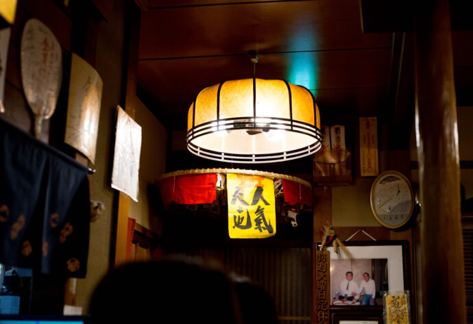 糸仙　京都府京都市上京区真盛町729-16　いとせん イトセン　ITOSEN KYOTO
（株）富屋酒店 かぶしきがいしゃ とみやさけてん カブシキガイシャ　トミヤサケテン TOMIYA SAKETEN 　愛知県名古屋市瑞穂区上坂町1-41-2　地酒屋　豊盃　HOUHAI ほうはい　ホーハイ　三浦酒造  MIURASHUZO日高見　ひたかみ　ヒタカミ HITAKAMI  平孝酒造　HIRAKOSHUZO 天の戸 アマノト　あまのと　AMANOTO　浅舞酒造ASAMAISHUZO　飛露喜 HIROKISHUZOHONTEN　廣木酒造本店　HIROK　大那 DAINA　ダイナ　だいな　菊の里酒造　KIKUNOSATOSHUZO　旭興　KYOKUKO　きょくこう　キョクコウ　渡邉酒造　WATANABESHUZO　仙禽 SENKIN　せんきん　センキン（株）せんきん SENKIN鶴齢　カクレイ　かくれい KAKUREI　青木酒造　AOKISHUZO謙信 ケンシン　けんしん KENSHIN池田屋酒造 IKEDAYASHUZO 白岳仙 HAKUGAKUSEN　ハクガクセン　はくがくせん　安本酒造 YASUMOTOSHUZO 群馬泉 グンマイズミ　ぐんまいずみ 島岡酒造 SHIMAOKASHUZO  喜久醉 きくよい キクヨイKIKUYOI 青島酒造 AOSHIMASHUZO 長珍 ちょうちん　チョウチン長珍酒造CHOCHINSHUZO　みねたからみりん　峯寳 味醂　一子相伝 ミネタカラ　いっしそうでん　イッシソウデン　小笠原味醂 OGASAWARA MIRIN

瀧自慢　たきじまん　タキジマン　瀧自慢酒造　TAKIZIMANSHUZO　田光　TABIKA 早川酒造  HAYAKAWASHUZO　作　ZAKU ざく ザク 清水清三郎商店 SHIMIZUSEIZABUROSHOTEN  篠峯　櫛羅　しのみね　シノミネ　くじら　クジラ　千代酒造　CHIYOSHUZO　雑賀　さいか　サイカ　九重雑賀  KOKONOESAIKA　紀土　鶴梅　無量山　きっど　キッド　KID 　ツルウメ　つるうめ　TURUUME　ムリョウザン　むりょうざん　MURYOZAN　平和酒造　HEIWASHUZO　蒼空　そうくう　ソウクウ　SÔKÛ　藤岡酒造　HUJIOKASHUZO 　宝剣　HOUKEN  宝剣酒造　ほうけんしゅぞう　ホウケンシュゾウ　HOKENSHUZO　清酒竹鶴　小笹屋竹鶴　せいしゅたけつる　セイシュタケツル　おささやたけつる　オササヤタケツル　竹鶴酒造　TAKETURUSHUZO
石鎚　いしづち　イシヅチ　石鎚酒造　ISHIDUCHISHUZO　土佐しらぎく　とさしらぎく　トサシラギク　仙頭酒造場　せんとうしゅぞうじょう　SENDOSHUZOZYO
　
 ブルゴーニュワイン　BOURGOGNE  ボルドーワイン　BORDEAUXカリフォルニアワイン CALIFORNIA  シャンパーニュ  SHAMPAGNEアルザスワイン ALSACE ドイツワイン WEIN GERMAN WINE 専門店　ライカM11　ズミルックス50　レンズ　代表　上田豊二　　きき酒師　焼酎アドバイザー　シャンパーニュシュヴァリエ　堀田駅より徒歩10分　熱田神宮駅より徒歩10分
市バス　牛巻より徒歩３分　地下鉄堀田駅より徒歩１５分　名古屋高速堀田出口より車で２分　牛巻交差点より徒歩５分　レトロ街並み　瓦屋根　裏道　大通りより二本入る　CLASSIC CARクラッシックカー CLASSIC BIKE　クラッシックバイク INTERIA　インテリア　　FASHION　ファッション　MUSIC　音楽　LOVE　SAKE SHOP　酒屋
センス　クリエイト　おたく　　MANIAマニア MOVIE　映画　CINEMA シネマ　2024年春オープン予定 いいねタウン瑞穂 iiNE マルシェ内　グランクレア瑞穂 いいねタウン瑞穂  愛知県名古屋市瑞穂区宝田町四丁目2番、3番2　春敲町三丁目23番1（地番） 魚太郎　UOTARO MIZUHO うおたろう　ウオタロウ　なごやみずほてん　ナゴヤミズホテン　 名古屋瑞穂店  車で1分　徒歩5分　丸明 瑞穂店  MARUAKI MIZUHO　マルアキ ミズホテン　まるあき みずほてん　 徒歩10分　車3分　焼肉 美奈登  ヤキニクミナト　やきにくみなと YAKINIKU MINATO 車で2分　徒歩10分  どての品川　DOTENO SHINAGAWA　ドテノシナガワ　どてのしながわ　車で30秒　徒歩1分昇福亭　SHOHUKUTEI しょうふくてい　ショウフクテイ 街中華　マニア　大盛り　個性派  車で5分　徒歩15分  名店 近くにたくさんあり　堀田バンザイ　牛巻バンザイ　名古屋のへそ


