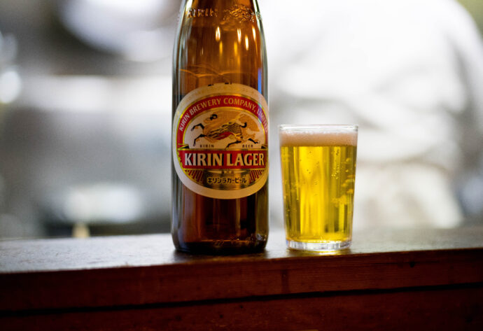 糸仙　京都府京都市上京区真盛町729-16　いとせん イトセン　ITOSEN KYOTO
（株）富屋酒店 かぶしきがいしゃ とみやさけてん カブシキガイシャ　トミヤサケテン TOMIYA SAKETEN 　愛知県名古屋市瑞穂区上坂町1-41-2　地酒屋　豊盃　HOUHAI ほうはい　ホーハイ　三浦酒造  MIURASHUZO日高見　ひたかみ　ヒタカミ HITAKAMI  平孝酒造　HIRAKOSHUZO 天の戸 アマノト　あまのと　AMANOTO　浅舞酒造ASAMAISHUZO　飛露喜 HIROKISHUZOHONTEN　廣木酒造本店　HIROK　大那 DAINA　ダイナ　だいな　菊の里酒造　KIKUNOSATOSHUZO　旭興　KYOKUKO　きょくこう　キョクコウ　渡邉酒造　WATANABESHUZO　仙禽 SENKIN　せんきん　センキン（株）せんきん SENKIN鶴齢　カクレイ　かくれい KAKUREI　青木酒造　AOKISHUZO謙信 ケンシン　けんしん KENSHIN池田屋酒造 IKEDAYASHUZO 白岳仙 HAKUGAKUSEN　ハクガクセン　はくがくせん　安本酒造 YASUMOTOSHUZO 群馬泉 グンマイズミ　ぐんまいずみ 島岡酒造 SHIMAOKASHUZO  喜久醉 きくよい キクヨイKIKUYOI 青島酒造 AOSHIMASHUZO 長珍 ちょうちん　チョウチン長珍酒造CHOCHINSHUZO　みねたからみりん　峯寳 味醂　一子相伝 ミネタカラ　いっしそうでん　イッシソウデン　小笠原味醂 OGASAWARA MIRIN

瀧自慢　たきじまん　タキジマン　瀧自慢酒造　TAKIZIMANSHUZO　田光　TABIKA 早川酒造  HAYAKAWASHUZO　作　ZAKU ざく ザク 清水清三郎商店 SHIMIZUSEIZABUROSHOTEN  篠峯　櫛羅　しのみね　シノミネ　くじら　クジラ　千代酒造　CHIYOSHUZO　雑賀　さいか　サイカ　九重雑賀  KOKONOESAIKA　紀土　鶴梅　無量山　きっど　キッド　KID 　ツルウメ　つるうめ　TURUUME　ムリョウザン　むりょうざん　MURYOZAN　平和酒造　HEIWASHUZO　蒼空　そうくう　ソウクウ　SÔKÛ　藤岡酒造　HUJIOKASHUZO 　宝剣　HOUKEN  宝剣酒造　ほうけんしゅぞう　ホウケンシュゾウ　HOKENSHUZO　清酒竹鶴　小笹屋竹鶴　せいしゅたけつる　セイシュタケツル　おささやたけつる　オササヤタケツル　竹鶴酒造　TAKETURUSHUZO
石鎚　いしづち　イシヅチ　石鎚酒造　ISHIDUCHISHUZO　土佐しらぎく　とさしらぎく　トサシラギク　仙頭酒造場　せんとうしゅぞうじょう　SENDOSHUZOZYO
　
 ブルゴーニュワイン　BOURGOGNE  ボルドーワイン　BORDEAUXカリフォルニアワイン CALIFORNIA  シャンパーニュ  SHAMPAGNEアルザスワイン ALSACE ドイツワイン WEIN GERMAN WINE 専門店　ライカM11　ズミルックス50　レンズ　代表　上田豊二　　きき酒師　焼酎アドバイザー　シャンパーニュシュヴァリエ　堀田駅より徒歩10分　熱田神宮駅より徒歩10分
市バス　牛巻より徒歩３分　地下鉄堀田駅より徒歩１５分　名古屋高速堀田出口より車で２分　牛巻交差点より徒歩５分　レトロ街並み　瓦屋根　裏道　大通りより二本入る　CLASSIC CARクラッシックカー CLASSIC BIKE　クラッシックバイク INTERIA　インテリア　　FASHION　ファッション　MUSIC　音楽　LOVE　SAKE SHOP　酒屋
センス　クリエイト　おたく　　MANIAマニア MOVIE　映画　CINEMA シネマ　2024年春オープン予定 いいねタウン瑞穂 iiNE マルシェ内　グランクレア瑞穂 いいねタウン瑞穂  愛知県名古屋市瑞穂区宝田町四丁目2番、3番2　春敲町三丁目23番1（地番） 魚太郎　UOTARO MIZUHO うおたろう　ウオタロウ　なごやみずほてん　ナゴヤミズホテン　 名古屋瑞穂店  車で1分　徒歩5分　丸明 瑞穂店  MARUAKI MIZUHO　マルアキ ミズホテン　まるあき みずほてん　 徒歩10分　車3分　焼肉 美奈登  ヤキニクミナト　やきにくみなと YAKINIKU MINATO 車で2分　徒歩10分  どての品川　DOTENO SHINAGAWA　ドテノシナガワ　どてのしながわ　車で30秒　徒歩1分昇福亭　SHOHUKUTEI しょうふくてい　ショウフクテイ 街中華　マニア　大盛り　個性派  車で5分　徒歩15分  名店 近くにたくさんあり　堀田バンザイ　牛巻バンザイ　名古屋のへそ


