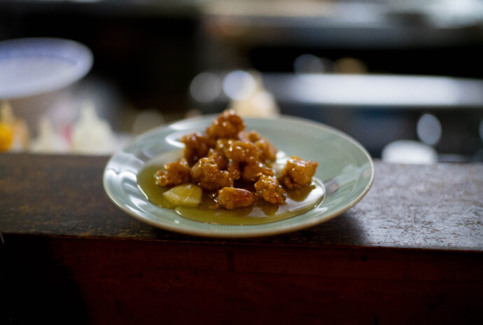 糸仙　京都府京都市上京区真盛町729-16　いとせん イトセン　ITOSEN KYOTO
（株）富屋酒店 かぶしきがいしゃ とみやさけてん カブシキガイシャ　トミヤサケテン TOMIYA SAKETEN 　愛知県名古屋市瑞穂区上坂町1-41-2　地酒屋　豊盃　HOUHAI ほうはい　ホーハイ　三浦酒造  MIURASHUZO日高見　ひたかみ　ヒタカミ HITAKAMI  平孝酒造　HIRAKOSHUZO 天の戸 アマノト　あまのと　AMANOTO　浅舞酒造ASAMAISHUZO　飛露喜 HIROKISHUZOHONTEN　廣木酒造本店　HIROK　大那 DAINA　ダイナ　だいな　菊の里酒造　KIKUNOSATOSHUZO　旭興　KYOKUKO　きょくこう　キョクコウ　渡邉酒造　WATANABESHUZO　仙禽 SENKIN　せんきん　センキン（株）せんきん SENKIN鶴齢　カクレイ　かくれい KAKUREI　青木酒造　AOKISHUZO謙信 ケンシン　けんしん KENSHIN池田屋酒造 IKEDAYASHUZO 白岳仙 HAKUGAKUSEN　ハクガクセン　はくがくせん　安本酒造 YASUMOTOSHUZO 群馬泉 グンマイズミ　ぐんまいずみ 島岡酒造 SHIMAOKASHUZO  喜久醉 きくよい キクヨイKIKUYOI 青島酒造 AOSHIMASHUZO 長珍 ちょうちん　チョウチン長珍酒造CHOCHINSHUZO　みねたからみりん　峯寳 味醂　一子相伝 ミネタカラ　いっしそうでん　イッシソウデン　小笠原味醂 OGASAWARA MIRIN

瀧自慢　たきじまん　タキジマン　瀧自慢酒造　TAKIZIMANSHUZO　田光　TABIKA 早川酒造  HAYAKAWASHUZO　作　ZAKU ざく ザク 清水清三郎商店 SHIMIZUSEIZABUROSHOTEN  篠峯　櫛羅　しのみね　シノミネ　くじら　クジラ　千代酒造　CHIYOSHUZO　雑賀　さいか　サイカ　九重雑賀  KOKONOESAIKA　紀土　鶴梅　無量山　きっど　キッド　KID 　ツルウメ　つるうめ　TURUUME　ムリョウザン　むりょうざん　MURYOZAN　平和酒造　HEIWASHUZO　蒼空　そうくう　ソウクウ　SÔKÛ　藤岡酒造　HUJIOKASHUZO 　宝剣　HOUKEN  宝剣酒造　ほうけんしゅぞう　ホウケンシュゾウ　HOKENSHUZO　清酒竹鶴　小笹屋竹鶴　せいしゅたけつる　セイシュタケツル　おささやたけつる　オササヤタケツル　竹鶴酒造　TAKETURUSHUZO
石鎚　いしづち　イシヅチ　石鎚酒造　ISHIDUCHISHUZO　土佐しらぎく　とさしらぎく　トサシラギク　仙頭酒造場　せんとうしゅぞうじょう　SENDOSHUZOZYO
　
 ブルゴーニュワイン　BOURGOGNE  ボルドーワイン　BORDEAUXカリフォルニアワイン CALIFORNIA  シャンパーニュ  SHAMPAGNEアルザスワイン ALSACE ドイツワイン WEIN GERMAN WINE 専門店　ライカM11　ズミルックス50　レンズ　代表　上田豊二　　きき酒師　焼酎アドバイザー　シャンパーニュシュヴァリエ　堀田駅より徒歩10分　熱田神宮駅より徒歩10分
市バス　牛巻より徒歩３分　地下鉄堀田駅より徒歩１５分　名古屋高速堀田出口より車で２分　牛巻交差点より徒歩５分　レトロ街並み　瓦屋根　裏道　大通りより二本入る　CLASSIC CARクラッシックカー CLASSIC BIKE　クラッシックバイク INTERIA　インテリア　　FASHION　ファッション　MUSIC　音楽　LOVE　SAKE SHOP　酒屋
センス　クリエイト　おたく　　MANIAマニア MOVIE　映画　CINEMA シネマ　2024年春オープン予定 いいねタウン瑞穂 iiNE マルシェ内　グランクレア瑞穂 いいねタウン瑞穂  愛知県名古屋市瑞穂区宝田町四丁目2番、3番2　春敲町三丁目23番1（地番） 魚太郎　UOTARO MIZUHO うおたろう　ウオタロウ　なごやみずほてん　ナゴヤミズホテン　 名古屋瑞穂店  車で1分　徒歩5分　丸明 瑞穂店  MARUAKI MIZUHO　マルアキ ミズホテン　まるあき みずほてん　 徒歩10分　車3分　焼肉 美奈登  ヤキニクミナト　やきにくみなと YAKINIKU MINATO 車で2分　徒歩10分  どての品川　DOTENO SHINAGAWA　ドテノシナガワ　どてのしながわ　車で30秒　徒歩1分昇福亭　SHOHUKUTEI しょうふくてい　ショウフクテイ 街中華　マニア　大盛り　個性派  車で5分　徒歩15分  名店 近くにたくさんあり　堀田バンザイ　牛巻バンザイ　名古屋のへそ


