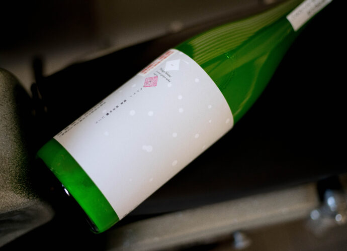 九重雑賀　ここのえさいか　ココノエサイカ　和歌山県紀の川市桃山町元142-1
　　　平成蔵　和歌山県紀の川市桃山町調月字奥新田1624-7　創業1908年（明治41年）
　　　雑賀孫市　純米大吟醸　大吟醸　純米吟醸　拳闘　ＣＯＯＬＤＯＷＮ　
ネージュブラン　スプリングエール　辛口しぼりたて　おりがらみ　ひやおろし
　　　まっとうな酢、まっとな酒。時を超える。日本酒ベース　リキュール　
　　　和リキュール　リキュール用に特別に醸した日本酒　ロック　ソーダ割り
　　　雑賀　梅清酒　にごり梅酒　柚子酒　クラフト檸檬酒　ロックンプラム
　　　ロックンゆず　お手間とらせ酢　万能調味料　だし酢　すだち　だし入りぽん酢
　　　海ぽん山ぽん　元ボクサー　体脂肪6％台　雑賀俊光　営業のプロ　アイデアマン
株式会社富屋酒店　TOMIYA　SAKETEN　NAGOYA　ｶﾌﾞｼｷｶｲｼｬﾄﾐﾔｻｹﾃﾝ　
とみやさけてん　愛知県名古屋市瑞穂区上坂町1-41-2　特約店　特約流通　地酒　ワイン　専門店　ライカM11　ズミルックス50　レンズ　　堀田駅　熱田神宮駅
名古屋高速　堀田出口すぐ　牛巻交差点すぐ　レトロ街並み　瓦屋根
清涼感溢れるストレートに抜けるエクスタシーを。「雑賀　SAIKA　＜純米吟醸　辛口　JUNMAIGINJO DRY＞　2023」上質な旨味。スムースな味わい。さりげない味わいに心惹かれる。「雑賀　SAIKA　純米吟醸　＜秋あがり　AKIAGARI＞　2023」（株）富屋酒店 かぶしきがいしゃ とみやさけてん カブシキガイシャ　トミヤサケテン TOMIYA SAKETEN 　愛知県名古屋市瑞穂区上坂町1-41-2　地酒屋　豊盃　HOUHAI ほうはい　ホーハイ　三浦酒造  MIURASHUZO日高見　ひたかみ　ヒタカミ HITAKAMI  平孝酒造　HIRAKOSHUZO 天の戸 アマノト　あまのと　AMANOTO　浅舞酒造 ASAMAISHUZO　飛露喜 HIROKISHUZOHONTEN　廣木酒造本店　HIROK　大那 DAINA　ダイナ　だいな　菊の里酒造　KIKUNOSATOSHUZO　旭興　KYOKUKO　きょくこう　キョクコウ　渡邉酒造　WATANABESHUZO　仙禽 SENKIN　せんきん　センキン（株）せんきん SENKIN鶴齢　カクレイ　かくれい KAKUREI　青木酒造　AOKISHUZO謙信 ケンシン　けんしん KENSHIN池田屋酒造 IKEDAYASHUZO 白岳仙 HAKUGAKUSEN　ハクガクセン　はくがくせん　安本酒造 YASUMOTOSHUZO 群馬泉 グンマイズミ　ぐんまいずみ 島岡酒造 SHIMAOKASHUZO  喜久醉 きくよい キクヨイKIKUYOI 青島酒造 AOSHIMASHUZO 長珍 ちょうちん　チョウチン長珍酒造CHOCHINSHUZO　みねたからみりん　峯寳 味醂　一子相伝 ミネタカラ　いっしそうでん　イッシソウデン　小笠原味醂 OGASAWARA MIRIN

瀧自慢　たきじまん　タキジマン　瀧自慢酒造　TAKIZIMANSHUZO　田光　TABIKA 早川酒造  HAYAKAWASHUZO　作　ZAKU ざく ザク 清水清三郎商店 SHIMIZUSEIZABUROSHOTEN  篠峯　櫛羅　しのみね　シノミネ　くじら　クジラ　千代酒造　CHIYOSHUZO　雑賀　さいか　サイカ　九重雑賀  KOKONOESAIKA　紀土　鶴梅　無量山　きっど　キッド　KID 　ツルウメ　つるうめ　TURUUME　ムリョウザン　むりょうざん　MURYOZAN　平和酒造　HEIWASHUZO　蒼空　そうくう　ソウクウ　SÔKÛ　藤岡酒造　HUJIOKASHUZO 　宝剣　HOUKEN  宝剣酒造　ほうけんしゅぞう　ホウケンシュゾウ　HOKENSHUZO　清酒竹鶴　小笹屋竹鶴　せいしゅたけつる　セイシュタケツル　おささやたけつる　オササヤタケツル　竹鶴酒造　TAKETURUSHUZO
石鎚　いしづち　イシヅチ　石鎚酒造　ISHIDUCHISHUZO　土佐しらぎく　とさしらぎく　トサシラギク　仙頭酒造場　せんとうしゅぞうじょう　SENDOSHUZOZYO　アルガブランカ　ARUGABURANKA勝沼醸造　KATUNUMAJÔZÔ　ドメーヌソガ　ソガ・ペール・エ・フィス SOGA PELE ET FIS　オブセワイナリー　OBUSEWINERY　ドメーヌタカヒコ　DOMAINE TAKAHIKO　クリサワブラン　KURISAWA BLANC　ナカザワワイナリー　NAKAZAWA WINERY　さつま寿　SATUMA KOTOBUKI 　尾込商店 OGOME SHOTEN  蔵の師魂 KURANOSHIKON  小正醸造　KOMASA ＪÔＺÔ　天狗櫻 TENGUSAKURA  白石酒蔵　SHIRAISHISHUZO  しま千両 SHIMASENRYO　高崎酒蔵  TAKASAKISHUZO  杜氏潤平　TOJIJUNPEI  小玉醸造  KODAMAJOZO  赤鹿毛　青鹿毛  AKAKAGE   AOKAGE　柳田酒蔵  YANAGIDASHUZO　舞香　MAIKA　泰明　TAIMEI　藤居醸造　HUZIIJÔＺÔ　池の露　特酎天草　IKENOTUYU  TOKUCHU  AMAKUSA　壱乃醸　飛乃流　朝日　ICHINOJO  HINORYU　ASAHI　朝日酒造　ASAHISHUZO　龍宮　RYUGU 富田酒造場　TOMITASHUZOJO　鳥飼 TORIKAI　鳥飼酒造　TORIKAISHUZO　極楽 GOIKURAKU　林酒造場 HAYASHISHUZOJO　屋久の島大自然林　酔麦香　YAKUNOSHIMA DAISHIZENRIN SUIBASKUKA　本坊酒造　HONBOSHUZO
金峰　金峰荒蘆過  KINPO　KINPOARAROKA　宇都酒造　UTOSHUZO　北谷長老　CHYATANCHÔＲÔ　北谷酒造　CHYATANSHUZO　山原くいな　YAMBARUKUINA　やんばる酒造　YAMBARUSHUZO　2024年春オープン予定 いいねタウン瑞穂 iiNE マルシェ内　グランクレア瑞穂 いいねタウン瑞穂  愛知県名古屋市瑞穂区宝田町四丁目2番、3番2　春敲町三丁目23番1（地番） 魚太郎　UOTARO MIZUHO うおたろう　ウオタロウ　なごやみずほてん　ナゴヤミズホテン　 名古屋瑞穂店  車で1分　徒歩5分　丸明 瑞穂店  MARUAKI MIZUHO　マルアキ ミズホテン　まるあき みずほてん　 徒歩10分　車3分　焼肉 美奈登  ヤキニクミナト　やきにくみなと YAKINIKU MINATO 車で2分　徒歩10分  どての品川　DOTENO SHINAGAWA　ドテノシナガワ　どてのしながわ　車で30秒　徒歩1分昇福亭　SHOHUKUTEI しょうふくてい　ショウフクテイ 街中華　マニア　大盛り　個性派  車で5分　徒歩15分  名店 近くにたくさんあり　堀田バンザイ　牛巻バンザイ　名古屋のへそ
ワイングラスでおいしい日本酒アワード プレミアム大吟醸部門 4年連続金賞受賞の実力がここに 「雑賀  SAIKA  純米大吟醸  ＜山田錦  YAMADANISHIKI＞  生酒  2024」美しきしなやかさが心酔わせる  「雑賀　SAIKA　純米吟醸　＜雄町　ひやおろし  OMACHI HIYAOROSHI＞　2024」