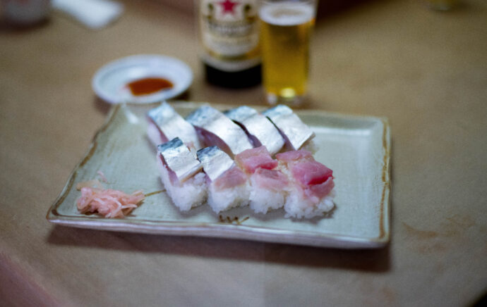さか井 SAKAI サカイ 烏丸駅 錦市場 海鮮丼  寿司  京都府京都市中京区高倉通錦小路下ル西魚屋町592
（株）富屋酒店 かぶしきがいしゃ とみやさけてん カブシキガイシャ　トミヤサケテン TOMIYA SAKETEN 　愛知県名古屋市瑞穂区上坂町1-41-2　地酒屋　豊盃　HOUHAI ほうはい　ホーハイ　三浦酒造  MIURASHUZO日高見　ひたかみ　ヒタカミ HITAKAMI  平孝酒造　HIRAKOSHUZO 天の戸 アマノト　あまのと　AMANOTO　浅舞酒造ASAMAISHUZO　飛露喜 HIROKISHUZOHONTEN　廣木酒造本店　HIROK　大那 DAINA　ダイナ　だいな　菊の里酒造　KIKUNOSATOSHUZO　旭興　KYOKUKO　きょくこう　キョクコウ　渡邉酒造　WATANABESHUZO　仙禽 SENKIN　せんきん　センキン（株）せんきん SENKIN鶴齢　カクレイ　かくれい KAKUREI　青木酒造　AOKISHUZO謙信 ケンシン　けんしん KENSHIN池田屋酒造 IKEDAYASHUZO 白岳仙 HAKUGAKUSEN　ハクガクセン　はくがくせん　安本酒造 YASUMOTOSHUZO 群馬泉 グンマイズミ　ぐんまいずみ 島岡酒造 SHIMAOKASHUZO  喜久醉 きくよい キクヨイKIKUYOI 青島酒造 AOSHIMASHUZO 長珍 ちょうちん　チョウチン長珍酒造CHOCHINSHUZO　みねたからみりん　峯寳 味醂　一子相伝 ミネタカラ　いっしそうでん　イッシソウデン　小笠原味醂 OGASAWARA MIRIN

瀧自慢　たきじまん　タキジマン　瀧自慢酒造　TAKIZIMANSHUZO　田光　TABIKA 早川酒造  HAYAKAWASHUZO　作　ZAKU ざく ザク 清水清三郎商店 SHIMIZUSEIZABUROSHOTEN  篠峯　櫛羅　しのみね　シノミネ　くじら　クジラ　千代酒造　CHIYOSHUZO　雑賀　さいか　サイカ　九重雑賀  KOKONOESAIKA　紀土　鶴梅　無量山　きっど　キッド　KID 　ツルウメ　つるうめ　TURUUME　ムリョウザン　むりょうざん　MURYOZAN　平和酒造　HEIWASHUZO　蒼空　そうくう　ソウクウ　SÔKÛ　藤岡酒造　HUJIOKASHUZO 　宝剣　HOUKEN  宝剣酒造　ほうけんしゅぞう　ホウケンシュゾウ　HOKENSHUZO　清酒竹鶴　小笹屋竹鶴　せいしゅたけつる　セイシュタケツル　おささやたけつる　オササヤタケツル　竹鶴酒造　TAKETURUSHUZO
石鎚　いしづち　イシヅチ　石鎚酒造　ISHIDUCHISHUZO　土佐しらぎく　とさしらぎく　トサシラギク　仙頭酒造場　せんとうしゅぞうじょう　SENDOSHUZOZYO
　
 ブルゴーニュワイン　BOURGOGNE  ボルドーワイン　BORDEAUXカリフォルニアワイン CALIFORNIA  シャンパーニュ  SHAMPAGNEアルザスワイン ALSACE ドイツワイン WEIN GERMAN WINE 専門店　ライカM11　ズミルックス50　レンズ　代表　上田豊二　　きき酒師　焼酎アドバイザー　シャンパーニュシュヴァリエ　堀田駅より徒歩10分　熱田神宮駅より徒歩10分
市バス　牛巻より徒歩３分　地下鉄堀田駅より徒歩１５分　名古屋高速堀田出口より車で２分　牛巻交差点より徒歩５分　レトロ街並み　瓦屋根　裏道　大通りより二本入る　CLASSIC CARクラッシックカー CLASSIC BIKE　クラッシックバイク INTERIA　インテリア　　FASHION　ファッション　MUSIC　音楽　LOVE　SAKE SHOP　酒屋
センス　クリエイト　おたく　　MANIAマニア MOVIE　映画　CINEMA シネマ　2024年春オープン予定 いいねタウン瑞穂 iiNE マルシェ内　グランクレア瑞穂 いいねタウン瑞穂  愛知県名古屋市瑞穂区宝田町四丁目2番、3番2　春敲町三丁目23番1（地番） 魚太郎　UOTARO MIZUHO うおたろう　ウオタロウ　なごやみずほてん　ナゴヤミズホテン　 名古屋瑞穂店  車で1分　徒歩5分　丸明 瑞穂店  MARUAKI MIZUHO　マルアキ ミズホテン　まるあき みずほてん　 徒歩10分　車3分　焼肉 美奈登  ヤキニクミナト　やきにくみなと YAKINIKU MINATO 車で2分　徒歩10分  どての品川　DOTENO SHINAGAWA　ドテノシナガワ　どてのしながわ　車で30秒　徒歩1分昇福亭　SHOHUKUTEI しょうふくてい　ショウフクテイ 街中華　マニア　大盛り　個性派  車で5分　徒歩15分  名店 近くにたくさんあり　堀田バンザイ　牛巻バンザイ　名古屋のへそ

