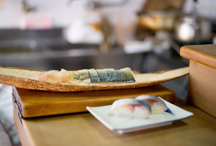 さか井 SAKAI サカイ 烏丸駅 錦市場 海鮮丼  寿司  京都府京都市中京区高倉通錦小路下ル西魚屋町592
（株）富屋酒店 かぶしきがいしゃ とみやさけてん カブシキガイシャ　トミヤサケテン TOMIYA SAKETEN 　愛知県名古屋市瑞穂区上坂町1-41-2　地酒屋　豊盃　HOUHAI ほうはい　ホーハイ　三浦酒造  MIURASHUZO日高見　ひたかみ　ヒタカミ HITAKAMI  平孝酒造　HIRAKOSHUZO 天の戸 アマノト　あまのと　AMANOTO　浅舞酒造ASAMAISHUZO　飛露喜 HIROKISHUZOHONTEN　廣木酒造本店　HIROK　大那 DAINA　ダイナ　だいな　菊の里酒造　KIKUNOSATOSHUZO　旭興　KYOKUKO　きょくこう　キョクコウ　渡邉酒造　WATANABESHUZO　仙禽 SENKIN　せんきん　センキン（株）せんきん SENKIN鶴齢　カクレイ　かくれい KAKUREI　青木酒造　AOKISHUZO謙信 ケンシン　けんしん KENSHIN池田屋酒造 IKEDAYASHUZO 白岳仙 HAKUGAKUSEN　ハクガクセン　はくがくせん　安本酒造 YASUMOTOSHUZO 群馬泉 グンマイズミ　ぐんまいずみ 島岡酒造 SHIMAOKASHUZO  喜久醉 きくよい キクヨイKIKUYOI 青島酒造 AOSHIMASHUZO 長珍 ちょうちん　チョウチン長珍酒造CHOCHINSHUZO　みねたからみりん　峯寳 味醂　一子相伝 ミネタカラ　いっしそうでん　イッシソウデン　小笠原味醂 OGASAWARA MIRIN

瀧自慢　たきじまん　タキジマン　瀧自慢酒造　TAKIZIMANSHUZO　田光　TABIKA 早川酒造  HAYAKAWASHUZO　作　ZAKU ざく ザク 清水清三郎商店 SHIMIZUSEIZABUROSHOTEN  篠峯　櫛羅　しのみね　シノミネ　くじら　クジラ　千代酒造　CHIYOSHUZO　雑賀　さいか　サイカ　九重雑賀  KOKONOESAIKA　紀土　鶴梅　無量山　きっど　キッド　KID 　ツルウメ　つるうめ　TURUUME　ムリョウザン　むりょうざん　MURYOZAN　平和酒造　HEIWASHUZO　蒼空　そうくう　ソウクウ　SÔKÛ　藤岡酒造　HUJIOKASHUZO 　宝剣　HOUKEN  宝剣酒造　ほうけんしゅぞう　ホウケンシュゾウ　HOKENSHUZO　清酒竹鶴　小笹屋竹鶴　せいしゅたけつる　セイシュタケツル　おささやたけつる　オササヤタケツル　竹鶴酒造　TAKETURUSHUZO
石鎚　いしづち　イシヅチ　石鎚酒造　ISHIDUCHISHUZO　土佐しらぎく　とさしらぎく　トサシラギク　仙頭酒造場　せんとうしゅぞうじょう　SENDOSHUZOZYO
　
 ブルゴーニュワイン　BOURGOGNE  ボルドーワイン　BORDEAUXカリフォルニアワイン CALIFORNIA  シャンパーニュ  SHAMPAGNEアルザスワイン ALSACE ドイツワイン WEIN GERMAN WINE 専門店　ライカM11　ズミルックス50　レンズ　代表　上田豊二　　きき酒師　焼酎アドバイザー　シャンパーニュシュヴァリエ　堀田駅より徒歩10分　熱田神宮駅より徒歩10分
市バス　牛巻より徒歩３分　地下鉄堀田駅より徒歩１５分　名古屋高速堀田出口より車で２分　牛巻交差点より徒歩５分　レトロ街並み　瓦屋根　裏道　大通りより二本入る　CLASSIC CARクラッシックカー CLASSIC BIKE　クラッシックバイク INTERIA　インテリア　　FASHION　ファッション　MUSIC　音楽　LOVE　SAKE SHOP　酒屋
センス　クリエイト　おたく　　MANIAマニア MOVIE　映画　CINEMA シネマ　2024年春オープン予定 いいねタウン瑞穂 iiNE マルシェ内　グランクレア瑞穂 いいねタウン瑞穂  愛知県名古屋市瑞穂区宝田町四丁目2番、3番2　春敲町三丁目23番1（地番） 魚太郎　UOTARO MIZUHO うおたろう　ウオタロウ　なごやみずほてん　ナゴヤミズホテン　 名古屋瑞穂店  車で1分　徒歩5分　丸明 瑞穂店  MARUAKI MIZUHO　マルアキ ミズホテン　まるあき みずほてん　 徒歩10分　車3分　焼肉 美奈登  ヤキニクミナト　やきにくみなと YAKINIKU MINATO 車で2分　徒歩10分  どての品川　DOTENO SHINAGAWA　ドテノシナガワ　どてのしながわ　車で30秒　徒歩1分昇福亭　SHOHUKUTEI しょうふくてい　ショウフクテイ 街中華　マニア　大盛り　個性派  車で5分　徒歩15分  名店 近くにたくさんあり　堀田バンザイ　牛巻バンザイ　名古屋のへそ

