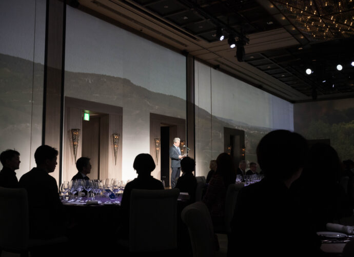 
CHASSAGNE-MONTRACHET（シャサーニュ・モンラッシェ）9 WINERY TAISTING（9生産者ディナー）IN MANDALIN TOKYO（マンダリン東京）
株式会社 ラック・コーポレーション主催
参加生産者


PIEER-YVES COLIN-MOREY（ピエール－イヴ・コラン－モレ）
CAROLINE MOREY（カロリーヌ・モレ）
VINCENT E SOPHIE MOREY（ヴァンサン・エ・ソフィー・モレ）
MARC COLIN ET FILS（マルク・コラン・エ・セ・フィス）
JOSEPH COLIN（ジョゼフ・コラン）
BRUNO COLIN（ブリュノ・コラン）
PHILIPPE COLIN（フィリップ・コラン）
SIMON COLIN（シモン・コラン）
GUY AMIOT ET FILS（ギィ・アミヨ・エ・フィス）
（株）富屋酒店 かぶしきがいしゃ とみやさけてん カブシキガイシャ　トミヤサケテン TOMIYA SAKETEN 　愛知県名古屋市瑞穂区上坂町1-41-2　地酒屋　豊盃　HOUHAI ほうはい　ホーハイ　三浦酒造  MIURASHUZO日高見　ひたかみ　ヒタカミ HITAKAMI  平孝酒造　HIRAKOSHUZO 天の戸 アマノト　あまのと　AMANOTO　浅舞酒造ASAMAISHUZO　飛露喜 HIROKISHUZOHONTEN　廣木酒造本店　HIROK　大那 DAINA　ダイナ　だいな　菊の里酒造　KIKUNOSATOSHUZO　旭興　KYOKUKO　きょくこう　キョクコウ　渡邉酒造　WATANABESHUZO　仙禽 SENKIN　せんきん　センキン（株）せんきん SENKIN鶴齢　カクレイ　かくれい KAKUREI　青木酒造　AOKISHUZO謙信 ケンシン　けんしん KENSHIN池田屋酒造 IKEDAYASHUZO 白岳仙 HAKUGAKUSEN　ハクガクセン　はくがくせん　安本酒造 YASUMOTOSHUZO 群馬泉 グンマイズミ　ぐんまいずみ 島岡酒造 SHIMAOKASHUZO  喜久醉 きくよい キクヨイKIKUYOI 青島酒造 AOSHIMASHUZO 長珍 ちょうちん　チョウチン長珍酒造CHOCHINSHUZO　みねたからみりん　峯寳 味醂　一子相伝 ミネタカラ　いっしそうでん　イッシソウデン　小笠原味醂 OGASAWARA MIRIN

瀧自慢　たきじまん　タキジマン　瀧自慢酒造　TAKIZIMANSHUZO　田光　TABIKA 早川酒造  HAYAKAWASHUZO　作　ZAKU ざく ザク 清水清三郎商店 SHIMIZUSEIZABUROSHOTEN  篠峯　櫛羅　しのみね　シノミネ　くじら　クジラ　千代酒造　CHIYOSHUZO　雑賀　さいか　サイカ　九重雑賀  KOKONOESAIKA　紀土　鶴梅　無量山　きっど　キッド　KID 　ツルウメ　つるうめ　TURUUME　ムリョウザン　むりょうざん　MURYOZAN　平和酒造　HEIWASHUZO　蒼空　そうくう　ソウクウ　SÔKÛ　藤岡酒造　HUJIOKASHUZO 　宝剣　HOUKEN  宝剣酒造　ほうけんしゅぞう　ホウケンシュゾウ　HOKENSHUZO　清酒竹鶴　小笹屋竹鶴　せいしゅたけつる　セイシュタケツル　おささやたけつる　オササヤタケツル　竹鶴酒造　TAKETURUSHUZO
石鎚　いしづち　イシヅチ　石鎚酒造　ISHIDUCHISHUZO　土佐しらぎく　とさしらぎく　トサシラギク　仙頭酒造場　せんとうしゅぞうじょう　SENDOSHUZOZYO
　
 ブルゴーニュワイン　BOURGOGNE  ボルドーワイン　BORDEAUXカリフォルニアワイン CALIFORNIA  シャンパーニュ  SHAMPAGNEアルザスワイン ALSACE ドイツワイン WEIN GERMAN WINE 専門店　ライカM11　ズミルックス50　レンズ　代表　上田豊二　　きき酒師　焼酎アドバイザー　シャンパーニュシュヴァリエ　堀田駅より徒歩10分　熱田神宮駅より徒歩10分
市バス　牛巻より徒歩３分　地下鉄堀田駅より徒歩１５分　名古屋高速堀田出口より車で２分　牛巻交差点より徒歩５分　レトロ街並み　瓦屋根　裏道　大通りより二本入る　CLASSIC CARクラッシックカー CLASSIC BIKE　クラッシックバイク INTERIA　インテリア　　FASHION　ファッション　MUSIC　音楽　LOVE　SAKE SHOP　酒屋
センス　クリエイト　おたく　　MANIAマニア MOVIE　映画　CINEMA シネマ　2024年春オープン予定 いいねタウン瑞穂 iiNE マルシェ内　グランクレア瑞穂 いいねタウン瑞穂  愛知県名古屋市瑞穂区宝田町四丁目2番、3番2　春敲町三丁目23番1（地番） 魚太郎　UOTARO MIZUHO うおたろう　ウオタロウ　なごやみずほてん　ナゴヤミズホテン　 名古屋瑞穂店  車で1分　徒歩5分　丸明 瑞穂店  MARUAKI MIZUHO　マルアキ ミズホテン　まるあき みずほてん　 徒歩10分　車3分　焼肉 美奈登  ヤキニクミナト　やきにくみなと YAKINIKU MINATO 車で2分　徒歩10分  どての品川　DOTENO SHINAGAWA　ドテノシナガワ　どてのしながわ　車で30秒　徒歩1分昇福亭　SHOHUKUTEI しょうふくてい　ショウフクテイ 街中華　マニア　大盛り　個性派  車で5分　徒歩15分  名店 近くにたくさんあり　堀田バンザイ　牛巻バンザイ　名古屋のへそ


