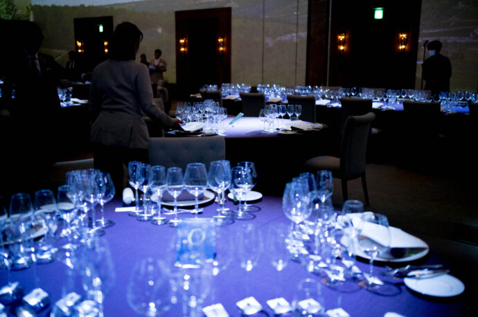 
CHASSAGNE-MONTRACHET（シャサーニュ・モンラッシェ）9 WINERY TAISTING（9生産者ディナー）IN MANDALIN TOKYO（マンダリン東京）
株式会社 ラック・コーポレーション主催
参加生産者


PIEER-YVES COLIN-MOREY（ピエール－イヴ・コラン－モレ）
CAROLINE MOREY（カロリーヌ・モレ）
VINCENT E SOPHIE MOREY（ヴァンサン・エ・ソフィー・モレ）
MARC COLIN ET FILS（マルク・コラン・エ・セ・フィス）
JOSEPH COLIN（ジョゼフ・コラン）
BRUNO COLIN（ブリュノ・コラン）
PHILIPPE COLIN（フィリップ・コラン）
SIMON COLIN（シモン・コラン）
GUY AMIOT ET FILS（ギィ・アミヨ・エ・フィス）
（株）富屋酒店 かぶしきがいしゃ とみやさけてん カブシキガイシャ　トミヤサケテン TOMIYA SAKETEN 　愛知県名古屋市瑞穂区上坂町1-41-2　地酒屋　豊盃　HOUHAI ほうはい　ホーハイ　三浦酒造  MIURASHUZO日高見　ひたかみ　ヒタカミ HITAKAMI  平孝酒造　HIRAKOSHUZO 天の戸 アマノト　あまのと　AMANOTO　浅舞酒造ASAMAISHUZO　飛露喜 HIROKISHUZOHONTEN　廣木酒造本店　HIROK　大那 DAINA　ダイナ　だいな　菊の里酒造　KIKUNOSATOSHUZO　旭興　KYOKUKO　きょくこう　キョクコウ　渡邉酒造　WATANABESHUZO　仙禽 SENKIN　せんきん　センキン（株）せんきん SENKIN鶴齢　カクレイ　かくれい KAKUREI　青木酒造　AOKISHUZO謙信 ケンシン　けんしん KENSHIN池田屋酒造 IKEDAYASHUZO 白岳仙 HAKUGAKUSEN　ハクガクセン　はくがくせん　安本酒造 YASUMOTOSHUZO 群馬泉 グンマイズミ　ぐんまいずみ 島岡酒造 SHIMAOKASHUZO  喜久醉 きくよい キクヨイKIKUYOI 青島酒造 AOSHIMASHUZO 長珍 ちょうちん　チョウチン長珍酒造CHOCHINSHUZO　みねたからみりん　峯寳 味醂　一子相伝 ミネタカラ　いっしそうでん　イッシソウデン　小笠原味醂 OGASAWARA MIRIN

瀧自慢　たきじまん　タキジマン　瀧自慢酒造　TAKIZIMANSHUZO　田光　TABIKA 早川酒造  HAYAKAWASHUZO　作　ZAKU ざく ザク 清水清三郎商店 SHIMIZUSEIZABUROSHOTEN  篠峯　櫛羅　しのみね　シノミネ　くじら　クジラ　千代酒造　CHIYOSHUZO　雑賀　さいか　サイカ　九重雑賀  KOKONOESAIKA　紀土　鶴梅　無量山　きっど　キッド　KID 　ツルウメ　つるうめ　TURUUME　ムリョウザン　むりょうざん　MURYOZAN　平和酒造　HEIWASHUZO　蒼空　そうくう　ソウクウ　SÔKÛ　藤岡酒造　HUJIOKASHUZO 　宝剣　HOUKEN  宝剣酒造　ほうけんしゅぞう　ホウケンシュゾウ　HOKENSHUZO　清酒竹鶴　小笹屋竹鶴　せいしゅたけつる　セイシュタケツル　おささやたけつる　オササヤタケツル　竹鶴酒造　TAKETURUSHUZO
石鎚　いしづち　イシヅチ　石鎚酒造　ISHIDUCHISHUZO　土佐しらぎく　とさしらぎく　トサシラギク　仙頭酒造場　せんとうしゅぞうじょう　SENDOSHUZOZYO
　
 ブルゴーニュワイン　BOURGOGNE  ボルドーワイン　BORDEAUXカリフォルニアワイン CALIFORNIA  シャンパーニュ  SHAMPAGNEアルザスワイン ALSACE ドイツワイン WEIN GERMAN WINE 専門店　ライカM11　ズミルックス50　レンズ　代表　上田豊二　　きき酒師　焼酎アドバイザー　シャンパーニュシュヴァリエ　堀田駅より徒歩10分　熱田神宮駅より徒歩10分
市バス　牛巻より徒歩３分　地下鉄堀田駅より徒歩１５分　名古屋高速堀田出口より車で２分　牛巻交差点より徒歩５分　レトロ街並み　瓦屋根　裏道　大通りより二本入る　CLASSIC CARクラッシックカー CLASSIC BIKE　クラッシックバイク INTERIA　インテリア　　FASHION　ファッション　MUSIC　音楽　LOVE　SAKE SHOP　酒屋
センス　クリエイト　おたく　　MANIAマニア MOVIE　映画　CINEMA シネマ　2024年春オープン予定 いいねタウン瑞穂 iiNE マルシェ内　グランクレア瑞穂 いいねタウン瑞穂  愛知県名古屋市瑞穂区宝田町四丁目2番、3番2　春敲町三丁目23番1（地番） 魚太郎　UOTARO MIZUHO うおたろう　ウオタロウ　なごやみずほてん　ナゴヤミズホテン　 名古屋瑞穂店  車で1分　徒歩5分　丸明 瑞穂店  MARUAKI MIZUHO　マルアキ ミズホテン　まるあき みずほてん　 徒歩10分　車3分　焼肉 美奈登  ヤキニクミナト　やきにくみなと YAKINIKU MINATO 車で2分　徒歩10分  どての品川　DOTENO SHINAGAWA　ドテノシナガワ　どてのしながわ　車で30秒　徒歩1分昇福亭　SHOHUKUTEI しょうふくてい　ショウフクテイ 街中華　マニア　大盛り　個性派  車で5分　徒歩15分  名店 近くにたくさんあり　堀田バンザイ　牛巻バンザイ　名古屋のへそ


