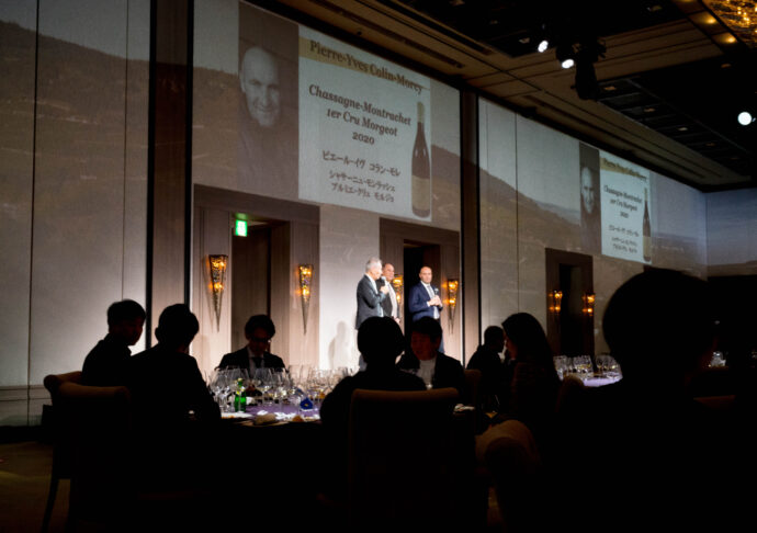 
CHASSAGNE-MONTRACHET（シャサーニュ・モンラッシェ）9 WINERY TAISTING（9生産者ディナー）IN MANDALIN TOKYO（マンダリン東京）
株式会社 ラック・コーポレーション主催
参加生産者


PIEER-YVES COLIN-MOREY（ピエール－イヴ・コラン－モレ）
CAROLINE MOREY（カロリーヌ・モレ）
VINCENT E SOPHIE MOREY（ヴァンサン・エ・ソフィー・モレ）
MARC COLIN ET FILS（マルク・コラン・エ・セ・フィス）
JOSEPH COLIN（ジョゼフ・コラン）
BRUNO COLIN（ブリュノ・コラン）
PHILIPPE COLIN（フィリップ・コラン）
SIMON COLIN（シモン・コラン）
GUY AMIOT ET FILS（ギィ・アミヨ・エ・フィス）
（株）富屋酒店 かぶしきがいしゃ とみやさけてん カブシキガイシャ　トミヤサケテン TOMIYA SAKETEN 　愛知県名古屋市瑞穂区上坂町1-41-2　地酒屋　豊盃　HOUHAI ほうはい　ホーハイ　三浦酒造  MIURASHUZO日高見　ひたかみ　ヒタカミ HITAKAMI  平孝酒造　HIRAKOSHUZO 天の戸 アマノト　あまのと　AMANOTO　浅舞酒造ASAMAISHUZO　飛露喜 HIROKISHUZOHONTEN　廣木酒造本店　HIROK　大那 DAINA　ダイナ　だいな　菊の里酒造　KIKUNOSATOSHUZO　旭興　KYOKUKO　きょくこう　キョクコウ　渡邉酒造　WATANABESHUZO　仙禽 SENKIN　せんきん　センキン（株）せんきん SENKIN鶴齢　カクレイ　かくれい KAKUREI　青木酒造　AOKISHUZO謙信 ケンシン　けんしん KENSHIN池田屋酒造 IKEDAYASHUZO 白岳仙 HAKUGAKUSEN　ハクガクセン　はくがくせん　安本酒造 YASUMOTOSHUZO 群馬泉 グンマイズミ　ぐんまいずみ 島岡酒造 SHIMAOKASHUZO  喜久醉 きくよい キクヨイKIKUYOI 青島酒造 AOSHIMASHUZO 長珍 ちょうちん　チョウチン長珍酒造CHOCHINSHUZO　みねたからみりん　峯寳 味醂　一子相伝 ミネタカラ　いっしそうでん　イッシソウデン　小笠原味醂 OGASAWARA MIRIN

瀧自慢　たきじまん　タキジマン　瀧自慢酒造　TAKIZIMANSHUZO　田光　TABIKA 早川酒造  HAYAKAWASHUZO　作　ZAKU ざく ザク 清水清三郎商店 SHIMIZUSEIZABUROSHOTEN  篠峯　櫛羅　しのみね　シノミネ　くじら　クジラ　千代酒造　CHIYOSHUZO　雑賀　さいか　サイカ　九重雑賀  KOKONOESAIKA　紀土　鶴梅　無量山　きっど　キッド　KID 　ツルウメ　つるうめ　TURUUME　ムリョウザン　むりょうざん　MURYOZAN　平和酒造　HEIWASHUZO　蒼空　そうくう　ソウクウ　SÔKÛ　藤岡酒造　HUJIOKASHUZO 　宝剣　HOUKEN  宝剣酒造　ほうけんしゅぞう　ホウケンシュゾウ　HOKENSHUZO　清酒竹鶴　小笹屋竹鶴　せいしゅたけつる　セイシュタケツル　おささやたけつる　オササヤタケツル　竹鶴酒造　TAKETURUSHUZO
石鎚　いしづち　イシヅチ　石鎚酒造　ISHIDUCHISHUZO　土佐しらぎく　とさしらぎく　トサシラギク　仙頭酒造場　せんとうしゅぞうじょう　SENDOSHUZOZYO
　
 ブルゴーニュワイン　BOURGOGNE  ボルドーワイン　BORDEAUXカリフォルニアワイン CALIFORNIA  シャンパーニュ  SHAMPAGNEアルザスワイン ALSACE ドイツワイン WEIN GERMAN WINE 専門店　ライカM11　ズミルックス50　レンズ　代表　上田豊二　　きき酒師　焼酎アドバイザー　シャンパーニュシュヴァリエ　堀田駅より徒歩10分　熱田神宮駅より徒歩10分
市バス　牛巻より徒歩３分　地下鉄堀田駅より徒歩１５分　名古屋高速堀田出口より車で２分　牛巻交差点より徒歩５分　レトロ街並み　瓦屋根　裏道　大通りより二本入る　CLASSIC CARクラッシックカー CLASSIC BIKE　クラッシックバイク INTERIA　インテリア　　FASHION　ファッション　MUSIC　音楽　LOVE　SAKE SHOP　酒屋
センス　クリエイト　おたく　　MANIAマニア MOVIE　映画　CINEMA シネマ　2024年春オープン予定 いいねタウン瑞穂 iiNE マルシェ内　グランクレア瑞穂 いいねタウン瑞穂  愛知県名古屋市瑞穂区宝田町四丁目2番、3番2　春敲町三丁目23番1（地番） 魚太郎　UOTARO MIZUHO うおたろう　ウオタロウ　なごやみずほてん　ナゴヤミズホテン　 名古屋瑞穂店  車で1分　徒歩5分　丸明 瑞穂店  MARUAKI MIZUHO　マルアキ ミズホテン　まるあき みずほてん　 徒歩10分　車3分　焼肉 美奈登  ヤキニクミナト　やきにくみなと YAKINIKU MINATO 車で2分　徒歩10分  どての品川　DOTENO SHINAGAWA　ドテノシナガワ　どてのしながわ　車で30秒　徒歩1分昇福亭　SHOHUKUTEI しょうふくてい　ショウフクテイ 街中華　マニア　大盛り　個性派  車で5分　徒歩15分  名店 近くにたくさんあり　堀田バンザイ　牛巻バンザイ　名古屋のへそ


