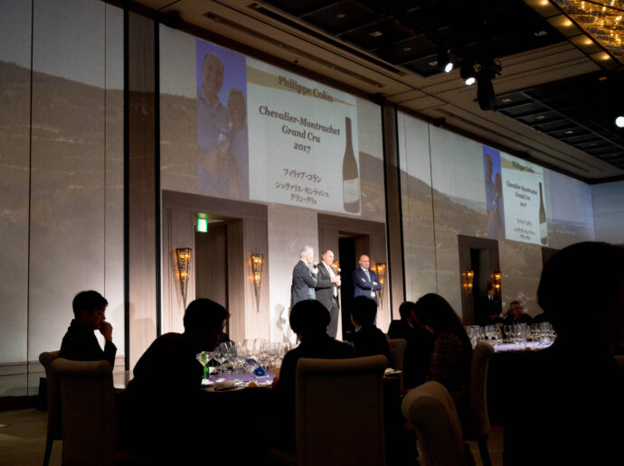 
CHASSAGNE-MONTRACHET（シャサーニュ・モンラッシェ）9 WINERY TAISTING（9生産者ディナー）IN MANDALIN TOKYO（マンダリン東京）
株式会社 ラック・コーポレーション主催
参加生産者


PIEER-YVES COLIN-MOREY（ピエール－イヴ・コラン－モレ）
CAROLINE MOREY（カロリーヌ・モレ）
VINCENT E SOPHIE MOREY（ヴァンサン・エ・ソフィー・モレ）
MARC COLIN ET FILS（マルク・コラン・エ・セ・フィス）
JOSEPH COLIN（ジョゼフ・コラン）
BRUNO COLIN（ブリュノ・コラン）
PHILIPPE COLIN（フィリップ・コラン）
SIMON COLIN（シモン・コラン）
GUY AMIOT ET FILS（ギィ・アミヨ・エ・フィス）
（株）富屋酒店 かぶしきがいしゃ とみやさけてん カブシキガイシャ　トミヤサケテン TOMIYA SAKETEN 　愛知県名古屋市瑞穂区上坂町1-41-2　地酒屋　豊盃　HOUHAI ほうはい　ホーハイ　三浦酒造  MIURASHUZO日高見　ひたかみ　ヒタカミ HITAKAMI  平孝酒造　HIRAKOSHUZO 天の戸 アマノト　あまのと　AMANOTO　浅舞酒造ASAMAISHUZO　飛露喜 HIROKISHUZOHONTEN　廣木酒造本店　HIROK　大那 DAINA　ダイナ　だいな　菊の里酒造　KIKUNOSATOSHUZO　旭興　KYOKUKO　きょくこう　キョクコウ　渡邉酒造　WATANABESHUZO　仙禽 SENKIN　せんきん　センキン（株）せんきん SENKIN鶴齢　カクレイ　かくれい KAKUREI　青木酒造　AOKISHUZO謙信 ケンシン　けんしん KENSHIN池田屋酒造 IKEDAYASHUZO 白岳仙 HAKUGAKUSEN　ハクガクセン　はくがくせん　安本酒造 YASUMOTOSHUZO 群馬泉 グンマイズミ　ぐんまいずみ 島岡酒造 SHIMAOKASHUZO  喜久醉 きくよい キクヨイKIKUYOI 青島酒造 AOSHIMASHUZO 長珍 ちょうちん　チョウチン長珍酒造CHOCHINSHUZO　みねたからみりん　峯寳 味醂　一子相伝 ミネタカラ　いっしそうでん　イッシソウデン　小笠原味醂 OGASAWARA MIRIN

瀧自慢　たきじまん　タキジマン　瀧自慢酒造　TAKIZIMANSHUZO　田光　TABIKA 早川酒造  HAYAKAWASHUZO　作　ZAKU ざく ザク 清水清三郎商店 SHIMIZUSEIZABUROSHOTEN  篠峯　櫛羅　しのみね　シノミネ　くじら　クジラ　千代酒造　CHIYOSHUZO　雑賀　さいか　サイカ　九重雑賀  KOKONOESAIKA　紀土　鶴梅　無量山　きっど　キッド　KID 　ツルウメ　つるうめ　TURUUME　ムリョウザン　むりょうざん　MURYOZAN　平和酒造　HEIWASHUZO　蒼空　そうくう　ソウクウ　SÔKÛ　藤岡酒造　HUJIOKASHUZO 　宝剣　HOUKEN  宝剣酒造　ほうけんしゅぞう　ホウケンシュゾウ　HOKENSHUZO　清酒竹鶴　小笹屋竹鶴　せいしゅたけつる　セイシュタケツル　おささやたけつる　オササヤタケツル　竹鶴酒造　TAKETURUSHUZO
石鎚　いしづち　イシヅチ　石鎚酒造　ISHIDUCHISHUZO　土佐しらぎく　とさしらぎく　トサシラギク　仙頭酒造場　せんとうしゅぞうじょう　SENDOSHUZOZYO
　
 ブルゴーニュワイン　BOURGOGNE  ボルドーワイン　BORDEAUXカリフォルニアワイン CALIFORNIA  シャンパーニュ  SHAMPAGNEアルザスワイン ALSACE ドイツワイン WEIN GERMAN WINE 専門店　ライカM11　ズミルックス50　レンズ　代表　上田豊二　　きき酒師　焼酎アドバイザー　シャンパーニュシュヴァリエ　堀田駅より徒歩10分　熱田神宮駅より徒歩10分
市バス　牛巻より徒歩３分　地下鉄堀田駅より徒歩１５分　名古屋高速堀田出口より車で２分　牛巻交差点より徒歩５分　レトロ街並み　瓦屋根　裏道　大通りより二本入る　CLASSIC CARクラッシックカー CLASSIC BIKE　クラッシックバイク INTERIA　インテリア　　FASHION　ファッション　MUSIC　音楽　LOVE　SAKE SHOP　酒屋
センス　クリエイト　おたく　　MANIAマニア MOVIE　映画　CINEMA シネマ　2024年春オープン予定 いいねタウン瑞穂 iiNE マルシェ内　グランクレア瑞穂 いいねタウン瑞穂  愛知県名古屋市瑞穂区宝田町四丁目2番、3番2　春敲町三丁目23番1（地番） 魚太郎　UOTARO MIZUHO うおたろう　ウオタロウ　なごやみずほてん　ナゴヤミズホテン　 名古屋瑞穂店  車で1分　徒歩5分　丸明 瑞穂店  MARUAKI MIZUHO　マルアキ ミズホテン　まるあき みずほてん　 徒歩10分　車3分　焼肉 美奈登  ヤキニクミナト　やきにくみなと YAKINIKU MINATO 車で2分　徒歩10分  どての品川　DOTENO SHINAGAWA　ドテノシナガワ　どてのしながわ　車で30秒　徒歩1分昇福亭　SHOHUKUTEI しょうふくてい　ショウフクテイ 街中華　マニア　大盛り　個性派  車で5分　徒歩15分  名店 近くにたくさんあり　堀田バンザイ　牛巻バンザイ　名古屋のへそ


