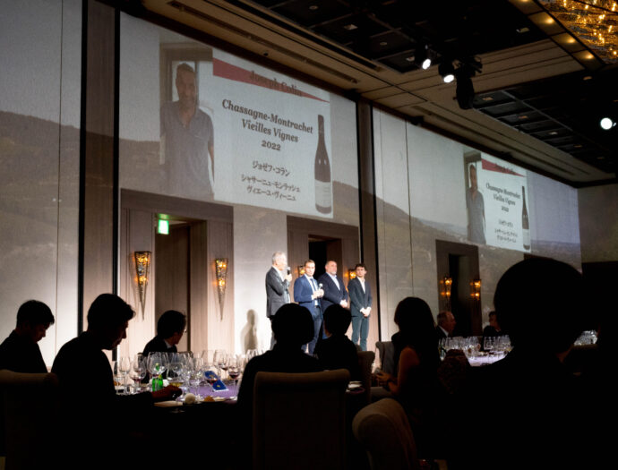 
CHASSAGNE-MONTRACHET（シャサーニュ・モンラッシェ）9 WINERY TAISTING（9生産者ディナー）IN MANDALIN TOKYO（マンダリン東京）
株式会社 ラック・コーポレーション主催
参加生産者


PIEER-YVES COLIN-MOREY（ピエール－イヴ・コラン－モレ）
CAROLINE MOREY（カロリーヌ・モレ）
VINCENT E SOPHIE MOREY（ヴァンサン・エ・ソフィー・モレ）
MARC COLIN ET FILS（マルク・コラン・エ・セ・フィス）
JOSEPH COLIN（ジョゼフ・コラン）
BRUNO COLIN（ブリュノ・コラン）
PHILIPPE COLIN（フィリップ・コラン）
SIMON COLIN（シモン・コラン）
GUY AMIOT ET FILS（ギィ・アミヨ・エ・フィス）
（株）富屋酒店 かぶしきがいしゃ とみやさけてん カブシキガイシャ　トミヤサケテン TOMIYA SAKETEN 　愛知県名古屋市瑞穂区上坂町1-41-2　地酒屋　豊盃　HOUHAI ほうはい　ホーハイ　三浦酒造  MIURASHUZO日高見　ひたかみ　ヒタカミ HITAKAMI  平孝酒造　HIRAKOSHUZO 天の戸 アマノト　あまのと　AMANOTO　浅舞酒造ASAMAISHUZO　飛露喜 HIROKISHUZOHONTEN　廣木酒造本店　HIROK　大那 DAINA　ダイナ　だいな　菊の里酒造　KIKUNOSATOSHUZO　旭興　KYOKUKO　きょくこう　キョクコウ　渡邉酒造　WATANABESHUZO　仙禽 SENKIN　せんきん　センキン（株）せんきん SENKIN鶴齢　カクレイ　かくれい KAKUREI　青木酒造　AOKISHUZO謙信 ケンシン　けんしん KENSHIN池田屋酒造 IKEDAYASHUZO 白岳仙 HAKUGAKUSEN　ハクガクセン　はくがくせん　安本酒造 YASUMOTOSHUZO 群馬泉 グンマイズミ　ぐんまいずみ 島岡酒造 SHIMAOKASHUZO  喜久醉 きくよい キクヨイKIKUYOI 青島酒造 AOSHIMASHUZO 長珍 ちょうちん　チョウチン長珍酒造CHOCHINSHUZO　みねたからみりん　峯寳 味醂　一子相伝 ミネタカラ　いっしそうでん　イッシソウデン　小笠原味醂 OGASAWARA MIRIN

瀧自慢　たきじまん　タキジマン　瀧自慢酒造　TAKIZIMANSHUZO　田光　TABIKA 早川酒造  HAYAKAWASHUZO　作　ZAKU ざく ザク 清水清三郎商店 SHIMIZUSEIZABUROSHOTEN  篠峯　櫛羅　しのみね　シノミネ　くじら　クジラ　千代酒造　CHIYOSHUZO　雑賀　さいか　サイカ　九重雑賀  KOKONOESAIKA　紀土　鶴梅　無量山　きっど　キッド　KID 　ツルウメ　つるうめ　TURUUME　ムリョウザン　むりょうざん　MURYOZAN　平和酒造　HEIWASHUZO　蒼空　そうくう　ソウクウ　SÔKÛ　藤岡酒造　HUJIOKASHUZO 　宝剣　HOUKEN  宝剣酒造　ほうけんしゅぞう　ホウケンシュゾウ　HOKENSHUZO　清酒竹鶴　小笹屋竹鶴　せいしゅたけつる　セイシュタケツル　おささやたけつる　オササヤタケツル　竹鶴酒造　TAKETURUSHUZO
石鎚　いしづち　イシヅチ　石鎚酒造　ISHIDUCHISHUZO　土佐しらぎく　とさしらぎく　トサシラギク　仙頭酒造場　せんとうしゅぞうじょう　SENDOSHUZOZYO
　
 ブルゴーニュワイン　BOURGOGNE  ボルドーワイン　BORDEAUXカリフォルニアワイン CALIFORNIA  シャンパーニュ  SHAMPAGNEアルザスワイン ALSACE ドイツワイン WEIN GERMAN WINE 専門店　ライカM11　ズミルックス50　レンズ　代表　上田豊二　　きき酒師　焼酎アドバイザー　シャンパーニュシュヴァリエ　堀田駅より徒歩10分　熱田神宮駅より徒歩10分
市バス　牛巻より徒歩３分　地下鉄堀田駅より徒歩１５分　名古屋高速堀田出口より車で２分　牛巻交差点より徒歩５分　レトロ街並み　瓦屋根　裏道　大通りより二本入る　CLASSIC CARクラッシックカー CLASSIC BIKE　クラッシックバイク INTERIA　インテリア　　FASHION　ファッション　MUSIC　音楽　LOVE　SAKE SHOP　酒屋
センス　クリエイト　おたく　　MANIAマニア MOVIE　映画　CINEMA シネマ　2024年春オープン予定 いいねタウン瑞穂 iiNE マルシェ内　グランクレア瑞穂 いいねタウン瑞穂  愛知県名古屋市瑞穂区宝田町四丁目2番、3番2　春敲町三丁目23番1（地番） 魚太郎　UOTARO MIZUHO うおたろう　ウオタロウ　なごやみずほてん　ナゴヤミズホテン　 名古屋瑞穂店  車で1分　徒歩5分　丸明 瑞穂店  MARUAKI MIZUHO　マルアキ ミズホテン　まるあき みずほてん　 徒歩10分　車3分　焼肉 美奈登  ヤキニクミナト　やきにくみなと YAKINIKU MINATO 車で2分　徒歩10分  どての品川　DOTENO SHINAGAWA　ドテノシナガワ　どてのしながわ　車で30秒　徒歩1分昇福亭　SHOHUKUTEI しょうふくてい　ショウフクテイ 街中華　マニア　大盛り　個性派  車で5分　徒歩15分  名店 近くにたくさんあり　堀田バンザイ　牛巻バンザイ　名古屋のへそ


