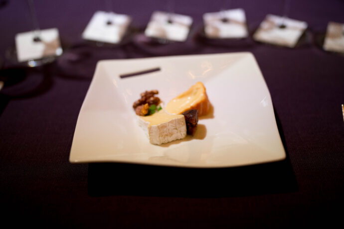 
CHASSAGNE-MONTRACHET（シャサーニュ・モンラッシェ）9 WINERY TAISTING（9生産者ディナー）IN MANDALIN TOKYO（マンダリン東京）
株式会社 ラック・コーポレーション主催
参加生産者


PIEER-YVES COLIN-MOREY（ピエール－イヴ・コラン－モレ）
CAROLINE MOREY（カロリーヌ・モレ）
VINCENT E SOPHIE MOREY（ヴァンサン・エ・ソフィー・モレ）
MARC COLIN ET FILS（マルク・コラン・エ・セ・フィス）
JOSEPH COLIN（ジョゼフ・コラン）
BRUNO COLIN（ブリュノ・コラン）
PHILIPPE COLIN（フィリップ・コラン）
SIMON COLIN（シモン・コラン）
GUY AMIOT ET FILS（ギィ・アミヨ・エ・フィス）
（株）富屋酒店 かぶしきがいしゃ とみやさけてん カブシキガイシャ　トミヤサケテン TOMIYA SAKETEN 　愛知県名古屋市瑞穂区上坂町1-41-2　地酒屋　豊盃　HOUHAI ほうはい　ホーハイ　三浦酒造  MIURASHUZO日高見　ひたかみ　ヒタカミ HITAKAMI  平孝酒造　HIRAKOSHUZO 天の戸 アマノト　あまのと　AMANOTO　浅舞酒造ASAMAISHUZO　飛露喜 HIROKISHUZOHONTEN　廣木酒造本店　HIROK　大那 DAINA　ダイナ　だいな　菊の里酒造　KIKUNOSATOSHUZO　旭興　KYOKUKO　きょくこう　キョクコウ　渡邉酒造　WATANABESHUZO　仙禽 SENKIN　せんきん　センキン（株）せんきん SENKIN鶴齢　カクレイ　かくれい KAKUREI　青木酒造　AOKISHUZO謙信 ケンシン　けんしん KENSHIN池田屋酒造 IKEDAYASHUZO 白岳仙 HAKUGAKUSEN　ハクガクセン　はくがくせん　安本酒造 YASUMOTOSHUZO 群馬泉 グンマイズミ　ぐんまいずみ 島岡酒造 SHIMAOKASHUZO  喜久醉 きくよい キクヨイKIKUYOI 青島酒造 AOSHIMASHUZO 長珍 ちょうちん　チョウチン長珍酒造CHOCHINSHUZO　みねたからみりん　峯寳 味醂　一子相伝 ミネタカラ　いっしそうでん　イッシソウデン　小笠原味醂 OGASAWARA MIRIN

瀧自慢　たきじまん　タキジマン　瀧自慢酒造　TAKIZIMANSHUZO　田光　TABIKA 早川酒造  HAYAKAWASHUZO　作　ZAKU ざく ザク 清水清三郎商店 SHIMIZUSEIZABUROSHOTEN  篠峯　櫛羅　しのみね　シノミネ　くじら　クジラ　千代酒造　CHIYOSHUZO　雑賀　さいか　サイカ　九重雑賀  KOKONOESAIKA　紀土　鶴梅　無量山　きっど　キッド　KID 　ツルウメ　つるうめ　TURUUME　ムリョウザン　むりょうざん　MURYOZAN　平和酒造　HEIWASHUZO　蒼空　そうくう　ソウクウ　SÔKÛ　藤岡酒造　HUJIOKASHUZO 　宝剣　HOUKEN  宝剣酒造　ほうけんしゅぞう　ホウケンシュゾウ　HOKENSHUZO　清酒竹鶴　小笹屋竹鶴　せいしゅたけつる　セイシュタケツル　おささやたけつる　オササヤタケツル　竹鶴酒造　TAKETURUSHUZO
石鎚　いしづち　イシヅチ　石鎚酒造　ISHIDUCHISHUZO　土佐しらぎく　とさしらぎく　トサシラギク　仙頭酒造場　せんとうしゅぞうじょう　SENDOSHUZOZYO
　
 ブルゴーニュワイン　BOURGOGNE  ボルドーワイン　BORDEAUXカリフォルニアワイン CALIFORNIA  シャンパーニュ  SHAMPAGNEアルザスワイン ALSACE ドイツワイン WEIN GERMAN WINE 専門店　ライカM11　ズミルックス50　レンズ　代表　上田豊二　　きき酒師　焼酎アドバイザー　シャンパーニュシュヴァリエ　堀田駅より徒歩10分　熱田神宮駅より徒歩10分
市バス　牛巻より徒歩３分　地下鉄堀田駅より徒歩１５分　名古屋高速堀田出口より車で２分　牛巻交差点より徒歩５分　レトロ街並み　瓦屋根　裏道　大通りより二本入る　CLASSIC CARクラッシックカー CLASSIC BIKE　クラッシックバイク INTERIA　インテリア　　FASHION　ファッション　MUSIC　音楽　LOVE　SAKE SHOP　酒屋
センス　クリエイト　おたく　　MANIAマニア MOVIE　映画　CINEMA シネマ　2024年春オープン予定 いいねタウン瑞穂 iiNE マルシェ内　グランクレア瑞穂 いいねタウン瑞穂  愛知県名古屋市瑞穂区宝田町四丁目2番、3番2　春敲町三丁目23番1（地番） 魚太郎　UOTARO MIZUHO うおたろう　ウオタロウ　なごやみずほてん　ナゴヤミズホテン　 名古屋瑞穂店  車で1分　徒歩5分　丸明 瑞穂店  MARUAKI MIZUHO　マルアキ ミズホテン　まるあき みずほてん　 徒歩10分　車3分　焼肉 美奈登  ヤキニクミナト　やきにくみなと YAKINIKU MINATO 車で2分　徒歩10分  どての品川　DOTENO SHINAGAWA　ドテノシナガワ　どてのしながわ　車で30秒　徒歩1分昇福亭　SHOHUKUTEI しょうふくてい　ショウフクテイ 街中華　マニア　大盛り　個性派  車で5分　徒歩15分  名店 近くにたくさんあり　堀田バンザイ　牛巻バンザイ　名古屋のへそ


