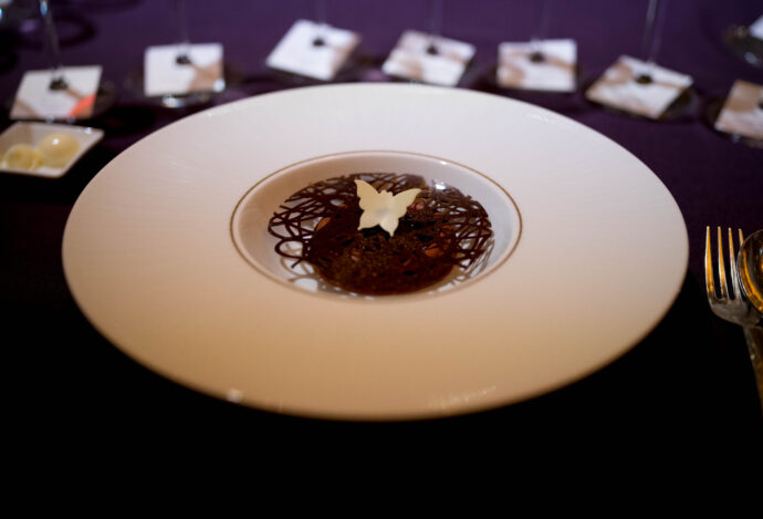 
CHASSAGNE-MONTRACHET（シャサーニュ・モンラッシェ）9 WINERY TAISTING（9生産者ディナー）IN MANDALIN TOKYO（マンダリン東京）
株式会社 ラック・コーポレーション主催
参加生産者


PIEER-YVES COLIN-MOREY（ピエール－イヴ・コラン－モレ）
CAROLINE MOREY（カロリーヌ・モレ）
VINCENT E SOPHIE MOREY（ヴァンサン・エ・ソフィー・モレ）
MARC COLIN ET FILS（マルク・コラン・エ・セ・フィス）
JOSEPH COLIN（ジョゼフ・コラン）
BRUNO COLIN（ブリュノ・コラン）
PHILIPPE COLIN（フィリップ・コラン）
SIMON COLIN（シモン・コラン）
GUY AMIOT ET FILS（ギィ・アミヨ・エ・フィス）
（株）富屋酒店 かぶしきがいしゃ とみやさけてん カブシキガイシャ　トミヤサケテン TOMIYA SAKETEN 　愛知県名古屋市瑞穂区上坂町1-41-2　地酒屋　豊盃　HOUHAI ほうはい　ホーハイ　三浦酒造  MIURASHUZO日高見　ひたかみ　ヒタカミ HITAKAMI  平孝酒造　HIRAKOSHUZO 天の戸 アマノト　あまのと　AMANOTO　浅舞酒造ASAMAISHUZO　飛露喜 HIROKISHUZOHONTEN　廣木酒造本店　HIROK　大那 DAINA　ダイナ　だいな　菊の里酒造　KIKUNOSATOSHUZO　旭興　KYOKUKO　きょくこう　キョクコウ　渡邉酒造　WATANABESHUZO　仙禽 SENKIN　せんきん　センキン（株）せんきん SENKIN鶴齢　カクレイ　かくれい KAKUREI　青木酒造　AOKISHUZO謙信 ケンシン　けんしん KENSHIN池田屋酒造 IKEDAYASHUZO 白岳仙 HAKUGAKUSEN　ハクガクセン　はくがくせん　安本酒造 YASUMOTOSHUZO 群馬泉 グンマイズミ　ぐんまいずみ 島岡酒造 SHIMAOKASHUZO  喜久醉 きくよい キクヨイKIKUYOI 青島酒造 AOSHIMASHUZO 長珍 ちょうちん　チョウチン長珍酒造CHOCHINSHUZO　みねたからみりん　峯寳 味醂　一子相伝 ミネタカラ　いっしそうでん　イッシソウデン　小笠原味醂 OGASAWARA MIRIN

瀧自慢　たきじまん　タキジマン　瀧自慢酒造　TAKIZIMANSHUZO　田光　TABIKA 早川酒造  HAYAKAWASHUZO　作　ZAKU ざく ザク 清水清三郎商店 SHIMIZUSEIZABUROSHOTEN  篠峯　櫛羅　しのみね　シノミネ　くじら　クジラ　千代酒造　CHIYOSHUZO　雑賀　さいか　サイカ　九重雑賀  KOKONOESAIKA　紀土　鶴梅　無量山　きっど　キッド　KID 　ツルウメ　つるうめ　TURUUME　ムリョウザン　むりょうざん　MURYOZAN　平和酒造　HEIWASHUZO　蒼空　そうくう　ソウクウ　SÔKÛ　藤岡酒造　HUJIOKASHUZO 　宝剣　HOUKEN  宝剣酒造　ほうけんしゅぞう　ホウケンシュゾウ　HOKENSHUZO　清酒竹鶴　小笹屋竹鶴　せいしゅたけつる　セイシュタケツル　おささやたけつる　オササヤタケツル　竹鶴酒造　TAKETURUSHUZO
石鎚　いしづち　イシヅチ　石鎚酒造　ISHIDUCHISHUZO　土佐しらぎく　とさしらぎく　トサシラギク　仙頭酒造場　せんとうしゅぞうじょう　SENDOSHUZOZYO
　
 ブルゴーニュワイン　BOURGOGNE  ボルドーワイン　BORDEAUXカリフォルニアワイン CALIFORNIA  シャンパーニュ  SHAMPAGNEアルザスワイン ALSACE ドイツワイン WEIN GERMAN WINE 専門店　ライカM11　ズミルックス50　レンズ　代表　上田豊二　　きき酒師　焼酎アドバイザー　シャンパーニュシュヴァリエ　堀田駅より徒歩10分　熱田神宮駅より徒歩10分
市バス　牛巻より徒歩３分　地下鉄堀田駅より徒歩１５分　名古屋高速堀田出口より車で２分　牛巻交差点より徒歩５分　レトロ街並み　瓦屋根　裏道　大通りより二本入る　CLASSIC CARクラッシックカー CLASSIC BIKE　クラッシックバイク INTERIA　インテリア　　FASHION　ファッション　MUSIC　音楽　LOVE　SAKE SHOP　酒屋
センス　クリエイト　おたく　　MANIAマニア MOVIE　映画　CINEMA シネマ　2024年春オープン予定 いいねタウン瑞穂 iiNE マルシェ内　グランクレア瑞穂 いいねタウン瑞穂  愛知県名古屋市瑞穂区宝田町四丁目2番、3番2　春敲町三丁目23番1（地番） 魚太郎　UOTARO MIZUHO うおたろう　ウオタロウ　なごやみずほてん　ナゴヤミズホテン　 名古屋瑞穂店  車で1分　徒歩5分　丸明 瑞穂店  MARUAKI MIZUHO　マルアキ ミズホテン　まるあき みずほてん　 徒歩10分　車3分　焼肉 美奈登  ヤキニクミナト　やきにくみなと YAKINIKU MINATO 車で2分　徒歩10分  どての品川　DOTENO SHINAGAWA　ドテノシナガワ　どてのしながわ　車で30秒　徒歩1分昇福亭　SHOHUKUTEI しょうふくてい　ショウフクテイ 街中華　マニア　大盛り　個性派  車で5分　徒歩15分  名店 近くにたくさんあり　堀田バンザイ　牛巻バンザイ　名古屋のへそ


