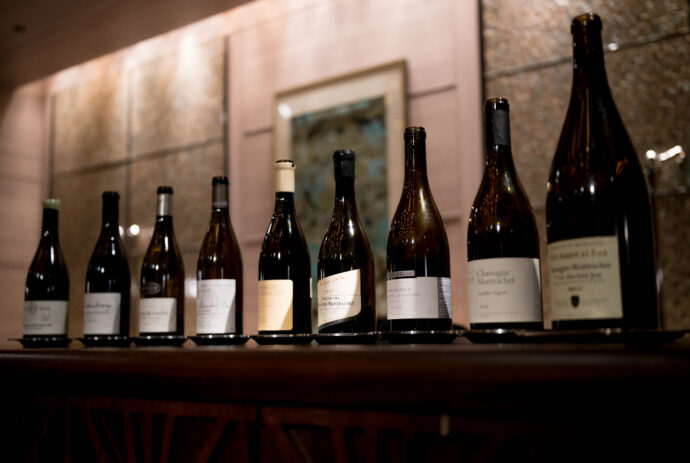 
CHASSAGNE-MONTRACHET（シャサーニュ・モンラッシェ）9 WINERY TAISTING（9生産者ディナー）IN MANDALIN TOKYO（マンダリン東京）
株式会社 ラック・コーポレーション主催
参加生産者


PIEER-YVES COLIN-MOREY（ピエール－イヴ・コラン－モレ）
CAROLINE MOREY（カロリーヌ・モレ）
VINCENT E SOPHIE MOREY（ヴァンサン・エ・ソフィー・モレ）
MARC COLIN ET FILS（マルク・コラン・エ・セ・フィス）
JOSEPH COLIN（ジョゼフ・コラン）
BRUNO COLIN（ブリュノ・コラン）
PHILIPPE COLIN（フィリップ・コラン）
SIMON COLIN（シモン・コラン）
GUY AMIOT ET FILS（ギィ・アミヨ・エ・フィス）
（株）富屋酒店 かぶしきがいしゃ とみやさけてん カブシキガイシャ　トミヤサケテン TOMIYA SAKETEN 　愛知県名古屋市瑞穂区上坂町1-41-2　地酒屋　豊盃　HOUHAI ほうはい　ホーハイ　三浦酒造  MIURASHUZO日高見　ひたかみ　ヒタカミ HITAKAMI  平孝酒造　HIRAKOSHUZO 天の戸 アマノト　あまのと　AMANOTO　浅舞酒造ASAMAISHUZO　飛露喜 HIROKISHUZOHONTEN　廣木酒造本店　HIROK　大那 DAINA　ダイナ　だいな　菊の里酒造　KIKUNOSATOSHUZO　旭興　KYOKUKO　きょくこう　キョクコウ　渡邉酒造　WATANABESHUZO　仙禽 SENKIN　せんきん　センキン（株）せんきん SENKIN鶴齢　カクレイ　かくれい KAKUREI　青木酒造　AOKISHUZO謙信 ケンシン　けんしん KENSHIN池田屋酒造 IKEDAYASHUZO 白岳仙 HAKUGAKUSEN　ハクガクセン　はくがくせん　安本酒造 YASUMOTOSHUZO 群馬泉 グンマイズミ　ぐんまいずみ 島岡酒造 SHIMAOKASHUZO  喜久醉 きくよい キクヨイKIKUYOI 青島酒造 AOSHIMASHUZO 長珍 ちょうちん　チョウチン長珍酒造CHOCHINSHUZO　みねたからみりん　峯寳 味醂　一子相伝 ミネタカラ　いっしそうでん　イッシソウデン　小笠原味醂 OGASAWARA MIRIN

瀧自慢　たきじまん　タキジマン　瀧自慢酒造　TAKIZIMANSHUZO　田光　TABIKA 早川酒造  HAYAKAWASHUZO　作　ZAKU ざく ザク 清水清三郎商店 SHIMIZUSEIZABUROSHOTEN  篠峯　櫛羅　しのみね　シノミネ　くじら　クジラ　千代酒造　CHIYOSHUZO　雑賀　さいか　サイカ　九重雑賀  KOKONOESAIKA　紀土　鶴梅　無量山　きっど　キッド　KID 　ツルウメ　つるうめ　TURUUME　ムリョウザン　むりょうざん　MURYOZAN　平和酒造　HEIWASHUZO　蒼空　そうくう　ソウクウ　SÔKÛ　藤岡酒造　HUJIOKASHUZO 　宝剣　HOUKEN  宝剣酒造　ほうけんしゅぞう　ホウケンシュゾウ　HOKENSHUZO　清酒竹鶴　小笹屋竹鶴　せいしゅたけつる　セイシュタケツル　おささやたけつる　オササヤタケツル　竹鶴酒造　TAKETURUSHUZO
石鎚　いしづち　イシヅチ　石鎚酒造　ISHIDUCHISHUZO　土佐しらぎく　とさしらぎく　トサシラギク　仙頭酒造場　せんとうしゅぞうじょう　SENDOSHUZOZYO
　
 ブルゴーニュワイン　BOURGOGNE  ボルドーワイン　BORDEAUXカリフォルニアワイン CALIFORNIA  シャンパーニュ  SHAMPAGNEアルザスワイン ALSACE ドイツワイン WEIN GERMAN WINE 専門店　ライカM11　ズミルックス50　レンズ　代表　上田豊二　　きき酒師　焼酎アドバイザー　シャンパーニュシュヴァリエ　堀田駅より徒歩10分　熱田神宮駅より徒歩10分
市バス　牛巻より徒歩３分　地下鉄堀田駅より徒歩１５分　名古屋高速堀田出口より車で２分　牛巻交差点より徒歩５分　レトロ街並み　瓦屋根　裏道　大通りより二本入る　CLASSIC CARクラッシックカー CLASSIC BIKE　クラッシックバイク INTERIA　インテリア　　FASHION　ファッション　MUSIC　音楽　LOVE　SAKE SHOP　酒屋
センス　クリエイト　おたく　　MANIAマニア MOVIE　映画　CINEMA シネマ　2024年春オープン予定 いいねタウン瑞穂 iiNE マルシェ内　グランクレア瑞穂 いいねタウン瑞穂  愛知県名古屋市瑞穂区宝田町四丁目2番、3番2　春敲町三丁目23番1（地番） 魚太郎　UOTARO MIZUHO うおたろう　ウオタロウ　なごやみずほてん　ナゴヤミズホテン　 名古屋瑞穂店  車で1分　徒歩5分　丸明 瑞穂店  MARUAKI MIZUHO　マルアキ ミズホテン　まるあき みずほてん　 徒歩10分　車3分　焼肉 美奈登  ヤキニクミナト　やきにくみなと YAKINIKU MINATO 車で2分　徒歩10分  どての品川　DOTENO SHINAGAWA　ドテノシナガワ　どてのしながわ　車で30秒　徒歩1分昇福亭　SHOHUKUTEI しょうふくてい　ショウフクテイ 街中華　マニア　大盛り　個性派  車で5分　徒歩15分  名店 近くにたくさんあり　堀田バンザイ　牛巻バンザイ　名古屋のへそ


