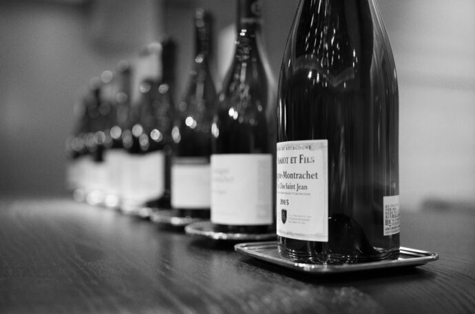 
CHASSAGNE-MONTRACHET（シャサーニュ・モンラッシェ）9 WINERY TAISTING（9生産者ディナー）IN MANDALIN TOKYO（マンダリン東京）
株式会社 ラック・コーポレーション主催
参加生産者


PIEER-YVES COLIN-MOREY（ピエール－イヴ・コラン－モレ）
CAROLINE MOREY（カロリーヌ・モレ）
VINCENT E SOPHIE MOREY（ヴァンサン・エ・ソフィー・モレ）
MARC COLIN ET FILS（マルク・コラン・エ・セ・フィス）
JOSEPH COLIN（ジョゼフ・コラン）
BRUNO COLIN（ブリュノ・コラン）
PHILIPPE COLIN（フィリップ・コラン）
SIMON COLIN（シモン・コラン）
GUY AMIOT ET FILS（ギィ・アミヨ・エ・フィス）
（株）富屋酒店 かぶしきがいしゃ とみやさけてん カブシキガイシャ　トミヤサケテン TOMIYA SAKETEN 　愛知県名古屋市瑞穂区上坂町1-41-2　地酒屋　豊盃　HOUHAI ほうはい　ホーハイ　三浦酒造  MIURASHUZO日高見　ひたかみ　ヒタカミ HITAKAMI  平孝酒造　HIRAKOSHUZO 天の戸 アマノト　あまのと　AMANOTO　浅舞酒造ASAMAISHUZO　飛露喜 HIROKISHUZOHONTEN　廣木酒造本店　HIROK　大那 DAINA　ダイナ　だいな　菊の里酒造　KIKUNOSATOSHUZO　旭興　KYOKUKO　きょくこう　キョクコウ　渡邉酒造　WATANABESHUZO　仙禽 SENKIN　せんきん　センキン（株）せんきん SENKIN鶴齢　カクレイ　かくれい KAKUREI　青木酒造　AOKISHUZO謙信 ケンシン　けんしん KENSHIN池田屋酒造 IKEDAYASHUZO 白岳仙 HAKUGAKUSEN　ハクガクセン　はくがくせん　安本酒造 YASUMOTOSHUZO 群馬泉 グンマイズミ　ぐんまいずみ 島岡酒造 SHIMAOKASHUZO  喜久醉 きくよい キクヨイKIKUYOI 青島酒造 AOSHIMASHUZO 長珍 ちょうちん　チョウチン長珍酒造CHOCHINSHUZO　みねたからみりん　峯寳 味醂　一子相伝 ミネタカラ　いっしそうでん　イッシソウデン　小笠原味醂 OGASAWARA MIRIN

瀧自慢　たきじまん　タキジマン　瀧自慢酒造　TAKIZIMANSHUZO　田光　TABIKA 早川酒造  HAYAKAWASHUZO　作　ZAKU ざく ザク 清水清三郎商店 SHIMIZUSEIZABUROSHOTEN  篠峯　櫛羅　しのみね　シノミネ　くじら　クジラ　千代酒造　CHIYOSHUZO　雑賀　さいか　サイカ　九重雑賀  KOKONOESAIKA　紀土　鶴梅　無量山　きっど　キッド　KID 　ツルウメ　つるうめ　TURUUME　ムリョウザン　むりょうざん　MURYOZAN　平和酒造　HEIWASHUZO　蒼空　そうくう　ソウクウ　SÔKÛ　藤岡酒造　HUJIOKASHUZO 　宝剣　HOUKEN  宝剣酒造　ほうけんしゅぞう　ホウケンシュゾウ　HOKENSHUZO　清酒竹鶴　小笹屋竹鶴　せいしゅたけつる　セイシュタケツル　おささやたけつる　オササヤタケツル　竹鶴酒造　TAKETURUSHUZO
石鎚　いしづち　イシヅチ　石鎚酒造　ISHIDUCHISHUZO　土佐しらぎく　とさしらぎく　トサシラギク　仙頭酒造場　せんとうしゅぞうじょう　SENDOSHUZOZYO
　
 ブルゴーニュワイン　BOURGOGNE  ボルドーワイン　BORDEAUXカリフォルニアワイン CALIFORNIA  シャンパーニュ  SHAMPAGNEアルザスワイン ALSACE ドイツワイン WEIN GERMAN WINE 専門店　ライカM11　ズミルックス50　レンズ　代表　上田豊二　　きき酒師　焼酎アドバイザー　シャンパーニュシュヴァリエ　堀田駅より徒歩10分　熱田神宮駅より徒歩10分
市バス　牛巻より徒歩３分　地下鉄堀田駅より徒歩１５分　名古屋高速堀田出口より車で２分　牛巻交差点より徒歩５分　レトロ街並み　瓦屋根　裏道　大通りより二本入る　CLASSIC CARクラッシックカー CLASSIC BIKE　クラッシックバイク INTERIA　インテリア　　FASHION　ファッション　MUSIC　音楽　LOVE　SAKE SHOP　酒屋
センス　クリエイト　おたく　　MANIAマニア MOVIE　映画　CINEMA シネマ　2024年春オープン予定 いいねタウン瑞穂 iiNE マルシェ内　グランクレア瑞穂 いいねタウン瑞穂  愛知県名古屋市瑞穂区宝田町四丁目2番、3番2　春敲町三丁目23番1（地番） 魚太郎　UOTARO MIZUHO うおたろう　ウオタロウ　なごやみずほてん　ナゴヤミズホテン　 名古屋瑞穂店  車で1分　徒歩5分　丸明 瑞穂店  MARUAKI MIZUHO　マルアキ ミズホテン　まるあき みずほてん　 徒歩10分　車3分　焼肉 美奈登  ヤキニクミナト　やきにくみなと YAKINIKU MINATO 車で2分　徒歩10分  どての品川　DOTENO SHINAGAWA　ドテノシナガワ　どてのしながわ　車で30秒　徒歩1分昇福亭　SHOHUKUTEI しょうふくてい　ショウフクテイ 街中華　マニア　大盛り　個性派  車で5分　徒歩15分  名店 近くにたくさんあり　堀田バンザイ　牛巻バンザイ　名古屋のへそ


