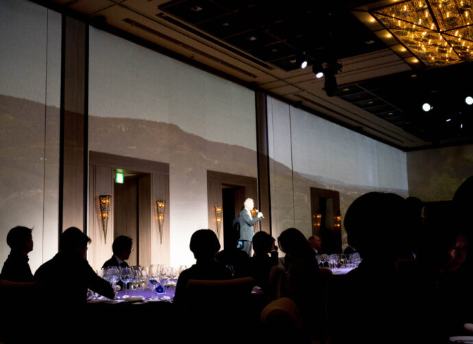 
CHASSAGNE-MONTRACHET（シャサーニュ・モンラッシェ）9 WINERY TAISTING（9生産者ディナー）IN MANDALIN TOKYO（マンダリン東京）
株式会社 ラック・コーポレーション主催
参加生産者


PIEER-YVES COLIN-MOREY（ピエール－イヴ・コラン－モレ）
CAROLINE MOREY（カロリーヌ・モレ）
VINCENT E SOPHIE MOREY（ヴァンサン・エ・ソフィー・モレ）
MARC COLIN ET FILS（マルク・コラン・エ・セ・フィス）
JOSEPH COLIN（ジョゼフ・コラン）
BRUNO COLIN（ブリュノ・コラン）
PHILIPPE COLIN（フィリップ・コラン）
SIMON COLIN（シモン・コラン）
GUY AMIOT ET FILS（ギィ・アミヨ・エ・フィス）
（株）富屋酒店 かぶしきがいしゃ とみやさけてん カブシキガイシャ　トミヤサケテン TOMIYA SAKETEN 　愛知県名古屋市瑞穂区上坂町1-41-2　地酒屋　豊盃　HOUHAI ほうはい　ホーハイ　三浦酒造  MIURASHUZO日高見　ひたかみ　ヒタカミ HITAKAMI  平孝酒造　HIRAKOSHUZO 天の戸 アマノト　あまのと　AMANOTO　浅舞酒造ASAMAISHUZO　飛露喜 HIROKISHUZOHONTEN　廣木酒造本店　HIROK　大那 DAINA　ダイナ　だいな　菊の里酒造　KIKUNOSATOSHUZO　旭興　KYOKUKO　きょくこう　キョクコウ　渡邉酒造　WATANABESHUZO　仙禽 SENKIN　せんきん　センキン（株）せんきん SENKIN鶴齢　カクレイ　かくれい KAKUREI　青木酒造　AOKISHUZO謙信 ケンシン　けんしん KENSHIN池田屋酒造 IKEDAYASHUZO 白岳仙 HAKUGAKUSEN　ハクガクセン　はくがくせん　安本酒造 YASUMOTOSHUZO 群馬泉 グンマイズミ　ぐんまいずみ 島岡酒造 SHIMAOKASHUZO  喜久醉 きくよい キクヨイKIKUYOI 青島酒造 AOSHIMASHUZO 長珍 ちょうちん　チョウチン長珍酒造CHOCHINSHUZO　みねたからみりん　峯寳 味醂　一子相伝 ミネタカラ　いっしそうでん　イッシソウデン　小笠原味醂 OGASAWARA MIRIN

瀧自慢　たきじまん　タキジマン　瀧自慢酒造　TAKIZIMANSHUZO　田光　TABIKA 早川酒造  HAYAKAWASHUZO　作　ZAKU ざく ザク 清水清三郎商店 SHIMIZUSEIZABUROSHOTEN  篠峯　櫛羅　しのみね　シノミネ　くじら　クジラ　千代酒造　CHIYOSHUZO　雑賀　さいか　サイカ　九重雑賀  KOKONOESAIKA　紀土　鶴梅　無量山　きっど　キッド　KID 　ツルウメ　つるうめ　TURUUME　ムリョウザン　むりょうざん　MURYOZAN　平和酒造　HEIWASHUZO　蒼空　そうくう　ソウクウ　SÔKÛ　藤岡酒造　HUJIOKASHUZO 　宝剣　HOUKEN  宝剣酒造　ほうけんしゅぞう　ホウケンシュゾウ　HOKENSHUZO　清酒竹鶴　小笹屋竹鶴　せいしゅたけつる　セイシュタケツル　おささやたけつる　オササヤタケツル　竹鶴酒造　TAKETURUSHUZO
石鎚　いしづち　イシヅチ　石鎚酒造　ISHIDUCHISHUZO　土佐しらぎく　とさしらぎく　トサシラギク　仙頭酒造場　せんとうしゅぞうじょう　SENDOSHUZOZYO
　
 ブルゴーニュワイン　BOURGOGNE  ボルドーワイン　BORDEAUXカリフォルニアワイン CALIFORNIA  シャンパーニュ  SHAMPAGNEアルザスワイン ALSACE ドイツワイン WEIN GERMAN WINE 専門店　ライカM11　ズミルックス50　レンズ　代表　上田豊二　　きき酒師　焼酎アドバイザー　シャンパーニュシュヴァリエ　堀田駅より徒歩10分　熱田神宮駅より徒歩10分
市バス　牛巻より徒歩３分　地下鉄堀田駅より徒歩１５分　名古屋高速堀田出口より車で２分　牛巻交差点より徒歩５分　レトロ街並み　瓦屋根　裏道　大通りより二本入る　CLASSIC CARクラッシックカー CLASSIC BIKE　クラッシックバイク INTERIA　インテリア　　FASHION　ファッション　MUSIC　音楽　LOVE　SAKE SHOP　酒屋
センス　クリエイト　おたく　　MANIAマニア MOVIE　映画　CINEMA シネマ　2024年春オープン予定 いいねタウン瑞穂 iiNE マルシェ内　グランクレア瑞穂 いいねタウン瑞穂  愛知県名古屋市瑞穂区宝田町四丁目2番、3番2　春敲町三丁目23番1（地番） 魚太郎　UOTARO MIZUHO うおたろう　ウオタロウ　なごやみずほてん　ナゴヤミズホテン　 名古屋瑞穂店  車で1分　徒歩5分　丸明 瑞穂店  MARUAKI MIZUHO　マルアキ ミズホテン　まるあき みずほてん　 徒歩10分　車3分　焼肉 美奈登  ヤキニクミナト　やきにくみなと YAKINIKU MINATO 車で2分　徒歩10分  どての品川　DOTENO SHINAGAWA　ドテノシナガワ　どてのしながわ　車で30秒　徒歩1分昇福亭　SHOHUKUTEI しょうふくてい　ショウフクテイ 街中華　マニア　大盛り　個性派  車で5分　徒歩15分  名店 近くにたくさんあり　堀田バンザイ　牛巻バンザイ　名古屋のへそ


