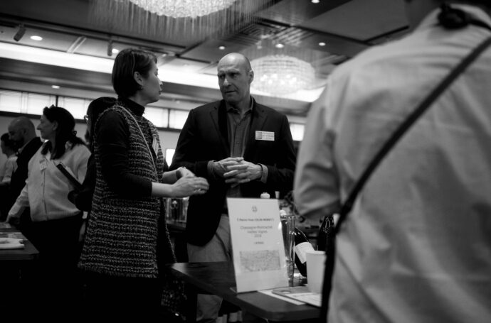 
CHASSAGNE-MONTRACHET（シャサーニュ・モンラッシェ）9 WINERY TAISTING（9生産者 試飲会）IN MEIJI KINENKAN（明治記念館）
株式会社 ラック・コーポレーション主催
参加生産者


PIEER-YVES COLIN-MOREY（ピエール－イヴ・コラン－モレ）
CAROLINE MOREY（カロリーヌ・モレ）
VINCENT E SOPHIE MOREY（ヴァンサン・エ・ソフィー・モレ）
MARC COLIN ET FILS（マルク・コラン・エ・セ・フィス）
JOSEPH COLIN（ジョゼフ・コラン）
BRUNO COLIN（ブリュノ・コラン）
PHILIPPE COLIN（フィリップ・コラン）
SIMON COLIN（シモン・コラン）
GUY AMIOT ET FILS（ギィ・アミヨ・エ・フィス）
（株）富屋酒店 かぶしきがいしゃ とみやさけてん カブシキガイシャ　トミヤサケテン TOMIYA SAKETEN 　愛知県名古屋市瑞穂区上坂町1-41-2　地酒屋　豊盃　HOUHAI ほうはい　ホーハイ　三浦酒造  MIURASHUZO日高見　ひたかみ　ヒタカミ HITAKAMI  平孝酒造　HIRAKOSHUZO 天の戸 アマノト　あまのと　AMANOTO　浅舞酒造ASAMAISHUZO　飛露喜 HIROKISHUZOHONTEN　廣木酒造本店　HIROK　大那 DAINA　ダイナ　だいな　菊の里酒造　KIKUNOSATOSHUZO　旭興　KYOKUKO　きょくこう　キョクコウ　渡邉酒造　WATANABESHUZO　仙禽 SENKIN　せんきん　センキン（株）せんきん SENKIN鶴齢　カクレイ　かくれい KAKUREI　青木酒造　AOKISHUZO謙信 ケンシン　けんしん KENSHIN池田屋酒造 IKEDAYASHUZO 白岳仙 HAKUGAKUSEN　ハクガクセン　はくがくせん　安本酒造 YASUMOTOSHUZO 群馬泉 グンマイズミ　ぐんまいずみ 島岡酒造 SHIMAOKASHUZO  喜久醉 きくよい キクヨイKIKUYOI 青島酒造 AOSHIMASHUZO 長珍 ちょうちん　チョウチン長珍酒造CHOCHINSHUZO　みねたからみりん　峯寳 味醂　一子相伝 ミネタカラ　いっしそうでん　イッシソウデン　小笠原味醂 OGASAWARA MIRIN

瀧自慢　たきじまん　タキジマン　瀧自慢酒造　TAKIZIMANSHUZO　田光　TABIKA 早川酒造  HAYAKAWASHUZO　作　ZAKU ざく ザク 清水清三郎商店 SHIMIZUSEIZABUROSHOTEN  篠峯　櫛羅　しのみね　シノミネ　くじら　クジラ　千代酒造　CHIYOSHUZO　雑賀　さいか　サイカ　九重雑賀  KOKONOESAIKA　紀土　鶴梅　無量山　きっど　キッド　KID 　ツルウメ　つるうめ　TURUUME　ムリョウザン　むりょうざん　MURYOZAN　平和酒造　HEIWASHUZO　蒼空　そうくう　ソウクウ　SÔKÛ　藤岡酒造　HUJIOKASHUZO 　宝剣　HOUKEN  宝剣酒造　ほうけんしゅぞう　ホウケンシュゾウ　HOKENSHUZO　清酒竹鶴　小笹屋竹鶴　せいしゅたけつる　セイシュタケツル　おささやたけつる　オササヤタケツル　竹鶴酒造　TAKETURUSHUZO
石鎚　いしづち　イシヅチ　石鎚酒造　ISHIDUCHISHUZO　土佐しらぎく　とさしらぎく　トサシラギク　仙頭酒造場　せんとうしゅぞうじょう　SENDOSHUZOZYO
　
 ブルゴーニュワイン　BOURGOGNE  ボルドーワイン　BORDEAUXカリフォルニアワイン CALIFORNIA  シャンパーニュ  SHAMPAGNEアルザスワイン ALSACE ドイツワイン WEIN GERMAN WINE 専門店　ライカM11　ズミルックス50　レンズ　代表　上田豊二　　きき酒師　焼酎アドバイザー　シャンパーニュシュヴァリエ　堀田駅より徒歩10分　熱田神宮駅より徒歩10分
市バス　牛巻より徒歩３分　地下鉄堀田駅より徒歩１５分　名古屋高速堀田出口より車で２分　牛巻交差点より徒歩５分　レトロ街並み　瓦屋根　裏道　大通りより二本入る　CLASSIC CARクラッシックカー CLASSIC BIKE　クラッシックバイク INTERIA　インテリア　　FASHION　ファッション　MUSIC　音楽　LOVE　SAKE SHOP　酒屋
センス　クリエイト　おたく　　MANIAマニア MOVIE　映画　CINEMA シネマ　2024年春オープン予定 いいねタウン瑞穂 iiNE マルシェ内　グランクレア瑞穂 いいねタウン瑞穂  愛知県名古屋市瑞穂区宝田町四丁目2番、3番2　春敲町三丁目23番1（地番） 魚太郎　UOTARO MIZUHO うおたろう　ウオタロウ　なごやみずほてん　ナゴヤミズホテン　 名古屋瑞穂店  車で1分　徒歩5分　丸明 瑞穂店  MARUAKI MIZUHO　マルアキ ミズホテン　まるあき みずほてん　 徒歩10分　車3分　焼肉 美奈登  ヤキニクミナト　やきにくみなと YAKINIKU MINATO 車で2分　徒歩10分  どての品川　DOTENO SHINAGAWA　ドテノシナガワ　どてのしながわ　車で30秒　徒歩1分昇福亭　SHOHUKUTEI しょうふくてい　ショウフクテイ 街中華　マニア　大盛り　個性派  車で5分　徒歩15分  名店 近くにたくさんあり　堀田バンザイ　牛巻バンザイ　名古屋のへそ


