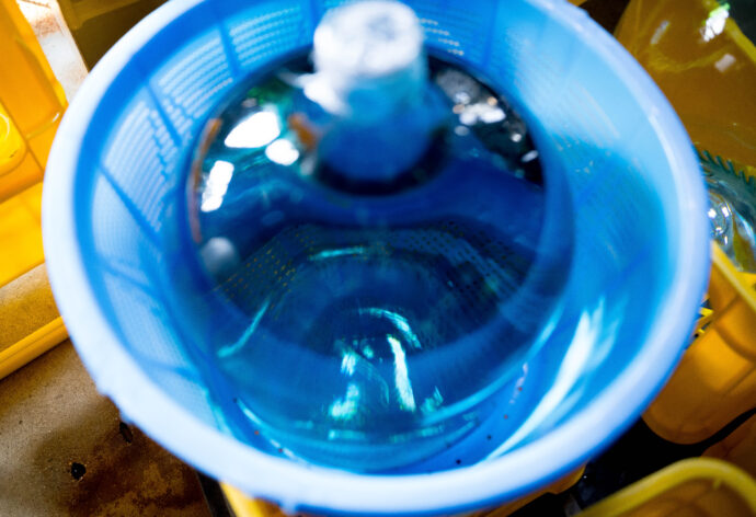 早川酒造 はやかわしゅぞう ハヤカワシュゾウ HAYAKAWASHUZO 三重県三重郡菰野町大字小島468
(株)富屋酒店 かぶしきがいしゃ とみやさけてん カブシキガイシャ トミヤサケテン TOMIYA SAKETEN 愛知県名古屋市瑞穂区上坂町1-41-2 地酒屋 豊盃 HOUHAI ほうはい ホーハイ 三浦酒造 MIURASHUZO日高見 ひたかみ ヒタカミ HITAKAMI 平孝酒造 HIRAKOSHUZO 天の戸 アマノト あまのと AMANOTO 浅舞酒造ASAMAISHUZO 飛露喜 HIROKISHUZOHONTEN 廣木酒造本店 HIROK 大那 DAINA ダイナ だいな 菊の里酒造 KIKUNOSATOSHUZO 旭興 KYOKUKO きょくこう キョクコウ 渡邉酒造 WATANABESHUZO 仙禽 SENKIN せんきん センキン(株)せんきん SENKIN鶴齢 カクレイ かくれい KAKUREI 青木酒造 AOKISHUZO謙信 ケンシン けんしん KENSHIN池田屋酒造 IKEDAYASHUZO 白岳仙 HAKUGAKUSEN ハクガクセン はくがくせん 安本酒造 YASUMOTOSHUZO 群馬泉 グンマイズミ ぐんまいずみ 島岡酒造 SHIMAOKASHUZO 喜久醉 きくよい キクヨイKIKUYOI 青島酒造 AOSHIMASHUZO 長珍 ちょうちん チョウチン長珍酒造CHOCHINSHUZO みねたからみりん 峯寳 味醂 一子相伝 ミネタカラ いっしそうでん イッシソウデン 小笠原味醂 OGASAWARA MIRIN
瀧自慢 たきじまん タキジマン 瀧自慢酒造 TAKIZIMANSHUZO 田光 TABIKA 早川酒造 HAYAKAWASHUZO 作 ZAKU ざく ザク 清水清三郎商店 SHIMIZUSEIZABUROSHOTEN 篠峯 櫛羅 しのみね シノミネ くじら クジラ 千代酒造 CHIYOSHUZO 雑賀 さいか サイカ 九重雑賀 KOKONOESAIKA 紀土 鶴梅 無量山 きっど キッド KID ツルウメ つるうめ TURUUME ムリョウザン むりょうざん MURYOZAN 平和酒造 HEIWASHUZO 蒼空 そうくう ソウクウ SÔKÛ 藤岡酒造 HUJIOKASHUZO 宝剣 HOUKEN 宝剣酒造 ほうけんしゅぞう ホウケンシュゾウ HOKENSHUZO 清酒竹鶴 小笹屋竹鶴 せいしゅたけつる セイシュタケツル おささやたけつる オササヤタケツル 竹鶴酒造 TAKETURUSHUZO
石鎚 いしづち イシヅチ 石鎚酒造 ISHIDUCHISHUZO 土佐しらぎく とさしらぎく トサシラギク 仙頭酒造場 せんとうしゅぞうじょう SENDOSHUZOZYO
ブルゴーニュワイン BOURGOGNE ボルドーワイン BORDEAUXカリフォルニアワイン CALIFORNIA シャンパーニュ SHAMPAGNEアルザスワイン ALSACE ドイツワイン WEIN GERMAN WINE 専門店 ライカM11 ズミルックス50 レンズ 代表 上田豊二 きき酒師 焼酎アドバイザー シャンパーニュシュヴァリエ 堀田駅より徒歩10分 熱田神宮駅より徒歩10分
市バス 牛巻より徒歩3分 地下鉄堀田駅より徒歩15分 名古屋高速堀田出口より車で2分 牛巻交差点より徒歩5分 レトロ街並み 瓦屋根 裏道 大通りより二本入る CLASSIC CARクラッシックカー CLASSIC BIKE クラッシックバイク INTERIA インテリア FASHION ファッション MUSIC 音楽 LOVE SAKE SHOP 酒屋
センス クリエイト おたく MANIAマニア MOVIE 映画 CINEMA シネマ 2024年春オープン予定 いいねタウン瑞穂 iiNE マルシェ内 グランクレア瑞穂 いいねタウン瑞穂 愛知県名古屋市瑞穂区宝田町四丁目2番、3番2 春敲町三丁目23番1(地番) 魚太郎 UOTARO MIZUHO うおたろう ウオタロウ なごやみずほてん ナゴヤミズホテン 名古屋瑞穂店 車で1分 徒歩5分 丸明 瑞穂店 MARUAKI MIZUHO マルアキ ミズホテン まるあき みずほてん 徒歩10分 車3分 焼肉 美奈登 ヤキニクミナト やきにくみなと YAKINIKU MINATO 車で2分 徒歩10分 どての品川 DOTENO SHINAGAWA ドテノシナガワ どてのしながわ 車で30秒 徒歩1分昇福亭 SHOHUKUTEI しょうふくてい ショウフクテイ 街中華 マニア 大盛り 個性派 車で5分 徒歩15分 名店 近くにたくさんあり 堀田バンザイ 牛巻バンザイ 名古屋のへそ