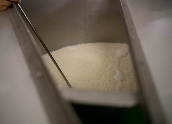 早川酒造 はやかわしゅぞう ハヤカワシュゾウ HAYAKAWASHUZO 三重県三重郡菰野町大字小島468
(株)富屋酒店 かぶしきがいしゃ とみやさけてん カブシキガイシャ トミヤサケテン TOMIYA SAKETEN 愛知県名古屋市瑞穂区上坂町1-41-2 地酒屋 豊盃 HOUHAI ほうはい ホーハイ 三浦酒造 MIURASHUZO日高見 ひたかみ ヒタカミ HITAKAMI 平孝酒造 HIRAKOSHUZO 天の戸 アマノト あまのと AMANOTO 浅舞酒造ASAMAISHUZO 飛露喜 HIROKISHUZOHONTEN 廣木酒造本店 HIROK 大那 DAINA ダイナ だいな 菊の里酒造 KIKUNOSATOSHUZO 旭興 KYOKUKO きょくこう キョクコウ 渡邉酒造 WATANABESHUZO 仙禽 SENKIN せんきん センキン(株)せんきん SENKIN鶴齢 カクレイ かくれい KAKUREI 青木酒造 AOKISHUZO謙信 ケンシン けんしん KENSHIN池田屋酒造 IKEDAYASHUZO 白岳仙 HAKUGAKUSEN ハクガクセン はくがくせん 安本酒造 YASUMOTOSHUZO 群馬泉 グンマイズミ ぐんまいずみ 島岡酒造 SHIMAOKASHUZO 喜久醉 きくよい キクヨイKIKUYOI 青島酒造 AOSHIMASHUZO 長珍 ちょうちん チョウチン長珍酒造CHOCHINSHUZO みねたからみりん 峯寳 味醂 一子相伝 ミネタカラ いっしそうでん イッシソウデン 小笠原味醂 OGASAWARA MIRIN
瀧自慢 たきじまん タキジマン 瀧自慢酒造 TAKIZIMANSHUZO 田光 TABIKA 早川酒造 HAYAKAWASHUZO 作 ZAKU ざく ザク 清水清三郎商店 SHIMIZUSEIZABUROSHOTEN 篠峯 櫛羅 しのみね シノミネ くじら クジラ 千代酒造 CHIYOSHUZO 雑賀 さいか サイカ 九重雑賀 KOKONOESAIKA 紀土 鶴梅 無量山 きっど キッド KID ツルウメ つるうめ TURUUME ムリョウザン むりょうざん MURYOZAN 平和酒造 HEIWASHUZO 蒼空 そうくう ソウクウ SÔKÛ 藤岡酒造 HUJIOKASHUZO 宝剣 HOUKEN 宝剣酒造 ほうけんしゅぞう ホウケンシュゾウ HOKENSHUZO 清酒竹鶴 小笹屋竹鶴 せいしゅたけつる セイシュタケツル おささやたけつる オササヤタケツル 竹鶴酒造 TAKETURUSHUZO
石鎚 いしづち イシヅチ 石鎚酒造 ISHIDUCHISHUZO 土佐しらぎく とさしらぎく トサシラギク 仙頭酒造場 せんとうしゅぞうじょう SENDOSHUZOZYO
ブルゴーニュワイン BOURGOGNE ボルドーワイン BORDEAUXカリフォルニアワイン CALIFORNIA シャンパーニュ SHAMPAGNEアルザスワイン ALSACE ドイツワイン WEIN GERMAN WINE 専門店 ライカM11 ズミルックス50 レンズ 代表 上田豊二 きき酒師 焼酎アドバイザー シャンパーニュシュヴァリエ 堀田駅より徒歩10分 熱田神宮駅より徒歩10分
市バス 牛巻より徒歩3分 地下鉄堀田駅より徒歩15分 名古屋高速堀田出口より車で2分 牛巻交差点より徒歩5分 レトロ街並み 瓦屋根 裏道 大通りより二本入る CLASSIC CARクラッシックカー CLASSIC BIKE クラッシックバイク INTERIA インテリア FASHION ファッション MUSIC 音楽 LOVE SAKE SHOP 酒屋
センス クリエイト おたく MANIAマニア MOVIE 映画 CINEMA シネマ 2024年春オープン予定 いいねタウン瑞穂 iiNE マルシェ内 グランクレア瑞穂 いいねタウン瑞穂 愛知県名古屋市瑞穂区宝田町四丁目2番、3番2 春敲町三丁目23番1(地番) 魚太郎 UOTARO MIZUHO うおたろう ウオタロウ なごやみずほてん ナゴヤミズホテン 名古屋瑞穂店 車で1分 徒歩5分 丸明 瑞穂店 MARUAKI MIZUHO マルアキ ミズホテン まるあき みずほてん 徒歩10分 車3分 焼肉 美奈登 ヤキニクミナト やきにくみなと YAKINIKU MINATO 車で2分 徒歩10分 どての品川 DOTENO SHINAGAWA ドテノシナガワ どてのしながわ 車で30秒 徒歩1分昇福亭 SHOHUKUTEI しょうふくてい ショウフクテイ 街中華 マニア 大盛り 個性派 車で5分 徒歩15分 名店 近くにたくさんあり 堀田バンザイ 牛巻バンザイ 名古屋のへそ