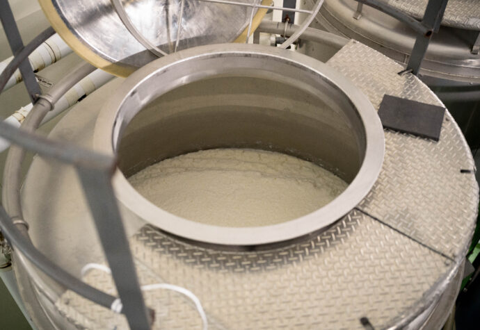 早川酒造 はやかわしゅぞう ハヤカワシュゾウ HAYAKAWASHUZO 三重県三重郡菰野町大字小島468
(株)富屋酒店 かぶしきがいしゃ とみやさけてん カブシキガイシャ トミヤサケテン TOMIYA SAKETEN 愛知県名古屋市瑞穂区上坂町1-41-2 地酒屋 豊盃 HOUHAI ほうはい ホーハイ 三浦酒造 MIURASHUZO日高見 ひたかみ ヒタカミ HITAKAMI 平孝酒造 HIRAKOSHUZO 天の戸 アマノト あまのと AMANOTO 浅舞酒造ASAMAISHUZO 飛露喜 HIROKISHUZOHONTEN 廣木酒造本店 HIROK 大那 DAINA ダイナ だいな 菊の里酒造 KIKUNOSATOSHUZO 旭興 KYOKUKO きょくこう キョクコウ 渡邉酒造 WATANABESHUZO 仙禽 SENKIN せんきん センキン(株)せんきん SENKIN鶴齢 カクレイ かくれい KAKUREI 青木酒造 AOKISHUZO謙信 ケンシン けんしん KENSHIN池田屋酒造 IKEDAYASHUZO 白岳仙 HAKUGAKUSEN ハクガクセン はくがくせん 安本酒造 YASUMOTOSHUZO 群馬泉 グンマイズミ ぐんまいずみ 島岡酒造 SHIMAOKASHUZO 喜久醉 きくよい キクヨイKIKUYOI 青島酒造 AOSHIMASHUZO 長珍 ちょうちん チョウチン長珍酒造CHOCHINSHUZO みねたからみりん 峯寳 味醂 一子相伝 ミネタカラ いっしそうでん イッシソウデン 小笠原味醂 OGASAWARA MIRIN
瀧自慢 たきじまん タキジマン 瀧自慢酒造 TAKIZIMANSHUZO 田光 TABIKA 早川酒造 HAYAKAWASHUZO 作 ZAKU ざく ザク 清水清三郎商店 SHIMIZUSEIZABUROSHOTEN 篠峯 櫛羅 しのみね シノミネ くじら クジラ 千代酒造 CHIYOSHUZO 雑賀 さいか サイカ 九重雑賀 KOKONOESAIKA 紀土 鶴梅 無量山 きっど キッド KID ツルウメ つるうめ TURUUME ムリョウザン むりょうざん MURYOZAN 平和酒造 HEIWASHUZO 蒼空 そうくう ソウクウ SÔKÛ 藤岡酒造 HUJIOKASHUZO 宝剣 HOUKEN 宝剣酒造 ほうけんしゅぞう ホウケンシュゾウ HOKENSHUZO 清酒竹鶴 小笹屋竹鶴 せいしゅたけつる セイシュタケツル おささやたけつる オササヤタケツル 竹鶴酒造 TAKETURUSHUZO
石鎚 いしづち イシヅチ 石鎚酒造 ISHIDUCHISHUZO 土佐しらぎく とさしらぎく トサシラギク 仙頭酒造場 せんとうしゅぞうじょう SENDOSHUZOZYO
ブルゴーニュワイン BOURGOGNE ボルドーワイン BORDEAUXカリフォルニアワイン CALIFORNIA シャンパーニュ SHAMPAGNEアルザスワイン ALSACE ドイツワイン WEIN GERMAN WINE 専門店 ライカM11 ズミルックス50 レンズ 代表 上田豊二 きき酒師 焼酎アドバイザー シャンパーニュシュヴァリエ 堀田駅より徒歩10分 熱田神宮駅より徒歩10分
市バス 牛巻より徒歩3分 地下鉄堀田駅より徒歩15分 名古屋高速堀田出口より車で2分 牛巻交差点より徒歩5分 レトロ街並み 瓦屋根 裏道 大通りより二本入る CLASSIC CARクラッシックカー CLASSIC BIKE クラッシックバイク INTERIA インテリア FASHION ファッション MUSIC 音楽 LOVE SAKE SHOP 酒屋
センス クリエイト おたく MANIAマニア MOVIE 映画 CINEMA シネマ 2024年春オープン予定 いいねタウン瑞穂 iiNE マルシェ内 グランクレア瑞穂 いいねタウン瑞穂 愛知県名古屋市瑞穂区宝田町四丁目2番、3番2 春敲町三丁目23番1(地番) 魚太郎 UOTARO MIZUHO うおたろう ウオタロウ なごやみずほてん ナゴヤミズホテン 名古屋瑞穂店 車で1分 徒歩5分 丸明 瑞穂店 MARUAKI MIZUHO マルアキ ミズホテン まるあき みずほてん 徒歩10分 車3分 焼肉 美奈登 ヤキニクミナト やきにくみなと YAKINIKU MINATO 車で2分 徒歩10分 どての品川 DOTENO SHINAGAWA ドテノシナガワ どてのしながわ 車で30秒 徒歩1分昇福亭 SHOHUKUTEI しょうふくてい ショウフクテイ 街中華 マニア 大盛り 個性派 車で5分 徒歩15分 名店 近くにたくさんあり 堀田バンザイ 牛巻バンザイ 名古屋のへそ