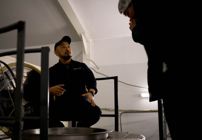 早川酒造 はやかわしゅぞう ハヤカワシュゾウ HAYAKAWASHUZO 三重県三重郡菰野町大字小島468
(株)富屋酒店 かぶしきがいしゃ とみやさけてん カブシキガイシャ トミヤサケテン TOMIYA SAKETEN 愛知県名古屋市瑞穂区上坂町1-41-2 地酒屋 豊盃 HOUHAI ほうはい ホーハイ 三浦酒造 MIURASHUZO日高見 ひたかみ ヒタカミ HITAKAMI 平孝酒造 HIRAKOSHUZO 天の戸 アマノト あまのと AMANOTO 浅舞酒造ASAMAISHUZO 飛露喜 HIROKISHUZOHONTEN 廣木酒造本店 HIROK 大那 DAINA ダイナ だいな 菊の里酒造 KIKUNOSATOSHUZO 旭興 KYOKUKO きょくこう キョクコウ 渡邉酒造 WATANABESHUZO 仙禽 SENKIN せんきん センキン(株)せんきん SENKIN鶴齢 カクレイ かくれい KAKUREI 青木酒造 AOKISHUZO謙信 ケンシン けんしん KENSHIN池田屋酒造 IKEDAYASHUZO 白岳仙 HAKUGAKUSEN ハクガクセン はくがくせん 安本酒造 YASUMOTOSHUZO 群馬泉 グンマイズミ ぐんまいずみ 島岡酒造 SHIMAOKASHUZO 喜久醉 きくよい キクヨイKIKUYOI 青島酒造 AOSHIMASHUZO 長珍 ちょうちん チョウチン長珍酒造CHOCHINSHUZO みねたからみりん 峯寳 味醂 一子相伝 ミネタカラ いっしそうでん イッシソウデン 小笠原味醂 OGASAWARA MIRIN
瀧自慢 たきじまん タキジマン 瀧自慢酒造 TAKIZIMANSHUZO 田光 TABIKA 早川酒造 HAYAKAWASHUZO 作 ZAKU ざく ザク 清水清三郎商店 SHIMIZUSEIZABUROSHOTEN 篠峯 櫛羅 しのみね シノミネ くじら クジラ 千代酒造 CHIYOSHUZO 雑賀 さいか サイカ 九重雑賀 KOKONOESAIKA 紀土 鶴梅 無量山 きっど キッド KID ツルウメ つるうめ TURUUME ムリョウザン むりょうざん MURYOZAN 平和酒造 HEIWASHUZO 蒼空 そうくう ソウクウ SÔKÛ 藤岡酒造 HUJIOKASHUZO 宝剣 HOUKEN 宝剣酒造 ほうけんしゅぞう ホウケンシュゾウ HOKENSHUZO 清酒竹鶴 小笹屋竹鶴 せいしゅたけつる セイシュタケツル おささやたけつる オササヤタケツル 竹鶴酒造 TAKETURUSHUZO
石鎚 いしづち イシヅチ 石鎚酒造 ISHIDUCHISHUZO 土佐しらぎく とさしらぎく トサシラギク 仙頭酒造場 せんとうしゅぞうじょう SENDOSHUZOZYO
ブルゴーニュワイン BOURGOGNE ボルドーワイン BORDEAUXカリフォルニアワイン CALIFORNIA シャンパーニュ SHAMPAGNEアルザスワイン ALSACE ドイツワイン WEIN GERMAN WINE 専門店 ライカM11 ズミルックス50 レンズ 代表 上田豊二 きき酒師 焼酎アドバイザー シャンパーニュシュヴァリエ 堀田駅より徒歩10分 熱田神宮駅より徒歩10分
市バス 牛巻より徒歩3分 地下鉄堀田駅より徒歩15分 名古屋高速堀田出口より車で2分 牛巻交差点より徒歩5分 レトロ街並み 瓦屋根 裏道 大通りより二本入る CLASSIC CARクラッシックカー CLASSIC BIKE クラッシックバイク INTERIA インテリア FASHION ファッション MUSIC 音楽 LOVE SAKE SHOP 酒屋
センス クリエイト おたく MANIAマニア MOVIE 映画 CINEMA シネマ 2024年春オープン予定 いいねタウン瑞穂 iiNE マルシェ内 グランクレア瑞穂 いいねタウン瑞穂 愛知県名古屋市瑞穂区宝田町四丁目2番、3番2 春敲町三丁目23番1(地番) 魚太郎 UOTARO MIZUHO うおたろう ウオタロウ なごやみずほてん ナゴヤミズホテン 名古屋瑞穂店 車で1分 徒歩5分 丸明 瑞穂店 MARUAKI MIZUHO マルアキ ミズホテン まるあき みずほてん 徒歩10分 車3分 焼肉 美奈登 ヤキニクミナト やきにくみなと YAKINIKU MINATO 車で2分 徒歩10分 どての品川 DOTENO SHINAGAWA ドテノシナガワ どてのしながわ 車で30秒 徒歩1分昇福亭 SHOHUKUTEI しょうふくてい ショウフクテイ 街中華 マニア 大盛り 個性派 車で5分 徒歩15分 名店 近くにたくさんあり 堀田バンザイ 牛巻バンザイ 名古屋のへそ