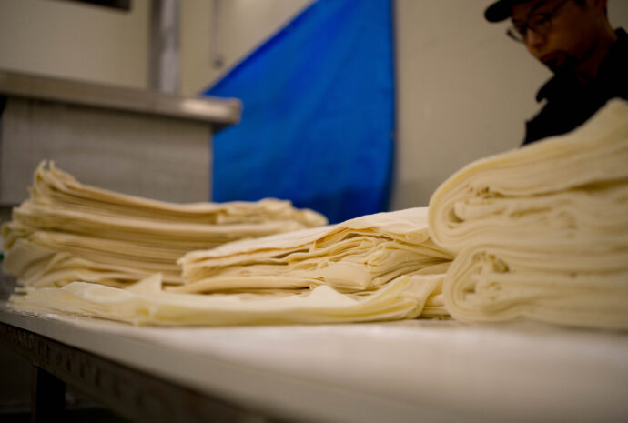 早川酒造 はやかわしゅぞう ハヤカワシュゾウ HAYAKAWASHUZO 三重県三重郡菰野町大字小島468
(株)富屋酒店 かぶしきがいしゃ とみやさけてん カブシキガイシャ トミヤサケテン TOMIYA SAKETEN 愛知県名古屋市瑞穂区上坂町1-41-2 地酒屋 豊盃 HOUHAI ほうはい ホーハイ 三浦酒造 MIURASHUZO日高見 ひたかみ ヒタカミ HITAKAMI 平孝酒造 HIRAKOSHUZO 天の戸 アマノト あまのと AMANOTO 浅舞酒造ASAMAISHUZO 飛露喜 HIROKISHUZOHONTEN 廣木酒造本店 HIROK 大那 DAINA ダイナ だいな 菊の里酒造 KIKUNOSATOSHUZO 旭興 KYOKUKO きょくこう キョクコウ 渡邉酒造 WATANABESHUZO 仙禽 SENKIN せんきん センキン(株)せんきん SENKIN鶴齢 カクレイ かくれい KAKUREI 青木酒造 AOKISHUZO謙信 ケンシン けんしん KENSHIN池田屋酒造 IKEDAYASHUZO 白岳仙 HAKUGAKUSEN ハクガクセン はくがくせん 安本酒造 YASUMOTOSHUZO 群馬泉 グンマイズミ ぐんまいずみ 島岡酒造 SHIMAOKASHUZO 喜久醉 きくよい キクヨイKIKUYOI 青島酒造 AOSHIMASHUZO 長珍 ちょうちん チョウチン長珍酒造CHOCHINSHUZO みねたからみりん 峯寳 味醂 一子相伝 ミネタカラ いっしそうでん イッシソウデン 小笠原味醂 OGASAWARA MIRIN
瀧自慢 たきじまん タキジマン 瀧自慢酒造 TAKIZIMANSHUZO 田光 TABIKA 早川酒造 HAYAKAWASHUZO 作 ZAKU ざく ザク 清水清三郎商店 SHIMIZUSEIZABUROSHOTEN 篠峯 櫛羅 しのみね シノミネ くじら クジラ 千代酒造 CHIYOSHUZO 雑賀 さいか サイカ 九重雑賀 KOKONOESAIKA 紀土 鶴梅 無量山 きっど キッド KID ツルウメ つるうめ TURUUME ムリョウザン むりょうざん MURYOZAN 平和酒造 HEIWASHUZO 蒼空 そうくう ソウクウ SÔKÛ 藤岡酒造 HUJIOKASHUZO 宝剣 HOUKEN 宝剣酒造 ほうけんしゅぞう ホウケンシュゾウ HOKENSHUZO 清酒竹鶴 小笹屋竹鶴 せいしゅたけつる セイシュタケツル おささやたけつる オササヤタケツル 竹鶴酒造 TAKETURUSHUZO
石鎚 いしづち イシヅチ 石鎚酒造 ISHIDUCHISHUZO 土佐しらぎく とさしらぎく トサシラギク 仙頭酒造場 せんとうしゅぞうじょう SENDOSHUZOZYO
ブルゴーニュワイン BOURGOGNE ボルドーワイン BORDEAUXカリフォルニアワイン CALIFORNIA シャンパーニュ SHAMPAGNEアルザスワイン ALSACE ドイツワイン WEIN GERMAN WINE 専門店 ライカM11 ズミルックス50 レンズ 代表 上田豊二 きき酒師 焼酎アドバイザー シャンパーニュシュヴァリエ 堀田駅より徒歩10分 熱田神宮駅より徒歩10分
市バス 牛巻より徒歩3分 地下鉄堀田駅より徒歩15分 名古屋高速堀田出口より車で2分 牛巻交差点より徒歩5分 レトロ街並み 瓦屋根 裏道 大通りより二本入る CLASSIC CARクラッシックカー CLASSIC BIKE クラッシックバイク INTERIA インテリア FASHION ファッション MUSIC 音楽 LOVE SAKE SHOP 酒屋
センス クリエイト おたく MANIAマニア MOVIE 映画 CINEMA シネマ 2024年春オープン予定 いいねタウン瑞穂 iiNE マルシェ内 グランクレア瑞穂 いいねタウン瑞穂 愛知県名古屋市瑞穂区宝田町四丁目2番、3番2 春敲町三丁目23番1(地番) 魚太郎 UOTARO MIZUHO うおたろう ウオタロウ なごやみずほてん ナゴヤミズホテン 名古屋瑞穂店 車で1分 徒歩5分 丸明 瑞穂店 MARUAKI MIZUHO マルアキ ミズホテン まるあき みずほてん 徒歩10分 車3分 焼肉 美奈登 ヤキニクミナト やきにくみなと YAKINIKU MINATO 車で2分 徒歩10分 どての品川 DOTENO SHINAGAWA ドテノシナガワ どてのしながわ 車で30秒 徒歩1分昇福亭 SHOHUKUTEI しょうふくてい ショウフクテイ 街中華 マニア 大盛り 個性派 車で5分 徒歩15分 名店 近くにたくさんあり 堀田バンザイ 牛巻バンザイ 名古屋のへそ